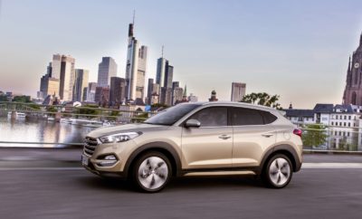 Με μια ματιά • Το Νέο Tucson αποτελεί ένα ακόμη σημαντικό βήμα για τη Hyundai στην Ευρώπη • Το νέο μοντέλο ακολουθεί την επιτυχημένη πορεία των 1,5 εκατομμυριών πωλήσεων Hyundai SUV στην Ευρώπη • Η έντονη και σπορ εξωτερική σχεδίαση δημιουργεί μια μοναδική SUV εμφάνιση • Το εξελιγμένο εσωτερικό του συνδυάζει την κομψότητα με την εργονομία • Γενναιόδωρος χώρος στη καμπίνα, χάρη στην αποτελεσματική του σχεδίαση • Ευκολία και χαρακτηριστικά συνδεσιμότητας προσαρμοσμένα στις ανάγκες των πελατών • Νέο σύστημα πλοήγησης με 7 έτη δωρεάν συνδρομή στις υπηρεσίες ΤomTom LIVE • Ολοκληρωμένες τεχνολογίες ενεργητικής και παθητικής ασφάλειας • Ευρεία γκάμα κινητήρων με ισχύ από 115 PS έως 184 PS • Όλα τα μοντέλα που διατίθενται στην ευρωπαϊκή αγορά κατασκευάζονται στην Ευρώπη
