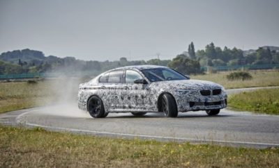 Η νέα BMW M5 (κατανάλωση μικτού κύκλου: 10.5 l/100 km, εκπομπές CO2 στο μικτό κύκλο: 241 g/km) είναι το πιο συναρπαστικό sedan υψηλών επιδόσεων στην ιστορία της BMW M. Η έκτη γενιά αυτού του φανταστικού σπορ εργαλείου θα λανσαριστεί το 2017 με σύστημα M xDrive - μία τεχνολογία τετρακίνησης που κάνει ακόμα πιο δυναμική την οδηγική εμπειρία του business sedan.