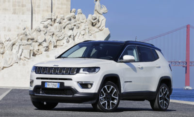 Jeep® Compass: το νέο compact SUV με αξεπέραστες ικανότητες 4Χ4, απαράμιλλη συμπεριφορά στο δρόμο και αυθεντικό Jeep σχεδιασμό • Το Jeep® Compass συνδυάζει φιλική προς το χρήστη τεχνολογία και μία πληθώρα δυναμικών συστημάτων ασφαλείας καινοτόμο design με την θρυλική εκτός δρόμου ικανότητα των Jeep. • To Jeep Compass θα φτάσει στις αγορές τον Ιούλιο Το ολοκαίνουργιο Jeep® Compass προσφέρει έναν απαράμιλλο συνδυασμό ικανοτήτων. Η θρυλική και καλύτερη στην κατηγορία του ικανότητα 4Χ4, ο αυθεντικός αλλά και σύγχρονος σχεδιασμός της Jeep, η εξαιρετική συμπεριφορά εντός δρόμου και η αίσθηση ελευθερίας που προσφέρει στους επιβαίνοντες, συνδυάζονται με μία πληθώρα συστημάτων για την ασφάλεια και την διασκέδαση σε αρμονική συνεργασία. Το νέο μοντέλο, αντιπροσωπεύει μία προσθήκη-κλειδί στην γκάμα της Jeep και επιτρέπει στη μάρκα να ενδυναμώσει τη θέση της στην κατηγορία των Compact SUV, μία κατηγορία που είναι ιδιαίτερα σημαντική και αναμένεται να αυξηθεί κατά 20% παγκοσμίως μέχρι το 2020, φτάνοντας τις 7.5 εκατομμύρια μονάδες. Για την Ευρωπαϊκή αγορά, η κατηγορία των Compact SUV, που σήμερα αριθμεί 1.6 εκατ. μονάδες, αναμένεται να φτάσει τις 2 εκατ. μονάδες μέχρι το 2020. Για να μπορέσει να ικανοποιήσει όλες τις διαφορετικές ανάγκες των πελατών, το νέο Jeep Compass θα πωλείται με δύο πετρελαιοκινητήρες και ένα βενζινοκινητήρα προκειμένου να προσφέρει 8 διαφορετικούς συνδυασμούς κινητήρων και μετάδοσης σε 4 εκδόσεις: Sport, Longitude, Limited και την Trailhawk που αποτελεί την ικανότερη πρόταση εκτός δρόμου. Με την παρουσίαση του ολοκαίνουργιου Compass, η Jeep ολοκληρώνει την προϊοντική της επέκταση στην Ευρώπη, προσφέροντας λύσεις σε κάθε ένα κομμάτι της κατηγορίας SUV. Το νέο μοντέλο αποτελεί μία συναρπαστική πρόταση για τους Ευρωπαίους πελάτες, συνδυάζοντας τις θρυλικές ικανότητες εκτός δρόμου κίνησης με ένα όχημα που παράλληλα προσφέρει ασφαλή, διασκεδαστική και άνετη καθημερινή εμπειρία μετακίνησης. Το Jeep Compass θα είναι διαθέσιμο στις εκθέσεις Jeep των μεγαλύτερων ευρωπαϊκών αγορών τον Ιούλιο. Ιδιαίτερος, σύγχρονος και αυθεντικός Jeep σχεδιασμός, - Premium χαρακτηριστικά - Αίσθηση ελευθερίας Το ολοκαίνουργιο Jeep Compass χαρακτηρίζεται από την ξεχωριστή αισθητική της σχεδίασής του, με φαρδύ και στιβαρό πάτημα και ιδανική αναλογία γυάλινων επιφανειών. Είναι άμεσα αναγνωρίσιμο ως Jeep, χάρη στα παραδοσιακά σχεδιαστικά στοιχεία, όπως η μάσκα με τις 7 γρίλιες και τα τραπεζοειδή ανοίγματα των τροχών. Οι σχεδιαστές της Jeep ανανέωσαν τη θρυλική μάσκα τοποθετώντας τις γρίλιες από χρώμιο σε ενθέσεις μαύρου γυαλιστερού χρώματος. Τα εμπρός φωτιστικά σώματα με την χαρακτηριστική όψη των LED, είναι πλαισιωμένα από μαύρο περίγραμμα και αναβαθμίζουν την προσωπικότητα και την εικόνα του Compass. Η επικλινής οροφή τα φουσκωμένα φτερά και οι προφυλακτήρες δημιουργούν ένα πολύ έντονο προφίλ. Τα παράθυρα πλαισιώνονται από ένα βαμμένο διακοσμητικό στοιχείο που ακολουθεί όλη τη γραμμή του οχήματος και σε συνδυασμό με την μαύρη γυαλιστερή οροφή προσθέτουν στον δυναμικό χαρακτήρα του. H διαθέσιμη διπλή γυάλινη ηλιοροφή, έχει σχεδιαστεί για να προσφέρει την Open Air αίσθηση ελευθερίας που χαρακτηρίζει την Jeep. Στα μοναδικά χαρακτηριστικά του αυτοκινήτου ανήκουν και τα ξεχωριστά πίσω φώτα με LED: Λεπτά και παραλληλόγραμμα, προσδίδοντας έναν επιπλέον αναγνωρίσιμο χαρακτήριστικό στο μοντέλο. Για επιπλέον άνεση, η πόρτα του χώρου αποσκευών προσφέρεται κατ’ επιλογή και με σύστημα αυτόματης λειτουργίας ανοίγματος. Το νέο Jeep Compass θα προσφέρεται με 7 διαφορετικά σχέδια ζαντών. Εξοπλίζεται με ζάντες και ελαστικά 16 ιντσών (στάνταρ στο Sport και το Longitude), 17 ιντσών (στάνταρ στο Trailhawk και έξτρα στον Longitude), και 18 ιντσών (έξτρα στην έκδοση Limited), προσφέροντας στους οδηγούς βέλτιστη πρόσφυση σε όλες τις συνθήκες. Το νέο μοντέλο θα προσφέρεται σε 11 διαφορετικά χρώματα: Redline Red, Spitfire Orange, Laser Blue Pearl, Olive Green, Billet Silver Metallic Clear Coat, Granite Crystal Metallic Clear Coat, Diamond Black Crystal Pearl Coat, Pearl White Tri-Coat, Bright White Tri-Coat, Bright White Clear Coat and Rhino Clear Coat (εκδόσεις Limited και Trailhawk). Αναβαθμισμένο εσωτερικό με premium χαρακτηριστικά και τεχνολογία Το εσωτερικό του ολοκαίνουργιου Jeep Compass, προσφέρει υψηλής ποιότητας υλικά και τεχνολογικές λύσεις. Στην κεντρική κονσόλα, ο τραπεζοειδής κεντρικός πίνακας, παραπέμπει στον ιστορικό σχεδιασμό της Jeep, έχει πολυτελή αίσθηση και φιλοξενεί τις οθόνες 5.0, 7.0 και 8.4 ιντσών του συστήματος UConnect. Η κεντρική κονσόλα φιλοξενεί επίσης το λεβιέ των ταχυτήτων, τα χειριστήρια του συστήματος Selec-Terrain, το ηλεκτρονικό χειρόφρενο, το μπουτόν για το σύστημα ESS Stop & Start, τα χειριστήρια του κλιματισμού και του ηχοσυστήματος και τις θύρες φόρτισης και σύνδεσης κινητών και λοιπών συσκευών. Ο πίνακας οργάνων είναι ειδικά μελετημένος και σχεδιασμένος και, ανάλογα με την έκδοση, ενσωματώνει μία οθόνη LED 3.5 ή 7.0 ιντσών. Η μεγάλη οθόνη των 7.0 ιντσών, είναι παραμετροποιήσιμη από τον οδηγό προκειμένου να προβάλλει τις πληροφορίες που αυτός επιθυμεί και διατίθεται ως βασικός εξοπλισμός στις εκδόσεις Limited και Trailhawk. Εξελιγμένη και φιλική στο χρήση τεχνολογία Infotainment Το ολοκαίνουργιο Jeep Compass εισάγει νέες λύσεις στο Infotainment για την γκάμα της Jeep. Προσφέρει τρεις νέες μονάδες UConnect (UConnect 5.0, 7.0 and 8.4NAV) που αναβαθμίζουν την εμπειρία και την άνεση οδηγού και επιβατών στην επικοινωνία, τη διασκέδαση και τη δορυφορική πλοήγηση. Τα UConnect 7.0 και 8.4 NAV έχουν οθόνη αφής υψηλής ευκρίνειας HD και προσφέρουν συνδεσιμότητα τόσο μέσω του συστήματος Apple CarPlay όσο και του Android Auto (βασικός εξοπλισμός σε Limited & Trailhawk) επιτρέποντας την πλήρη ενσωμάτωση των κινητών και των συστημάτων τους για hands-free επικοινωνία, δημιουργία και ανάγνωση μηνυμάτων κ.ά.. Ειδικά οι εκδόσεις Limited και Trailhawk,θα μπορούν να εξοπλιστούν με το σύστημα UConnect 8.4 NAV, που περιλαμβάνει και την εφαρμογή Jeep Skills με την οποία ο οδηγός μπορεί να παρακολουθεί τις ικανότητές του στην off road οδήγηση μέσα από ειδικούς δείκτες. Premium εμπειρία στο δρόμο Η αρχιτεκτονική “small wide” της FCA, περιλαμβάνει πλήρως ανεξάρτητη ανάρτηση που σε συνδυασμό με το αποκλειστικό για την κατηγορία, Σύστημα Επιλεκτικής Απόσβεσης (Frequency Selective Damping FSD) και το απόλυτης ακρίβειας τιμόνι με ηλεκτρική υποβοήθηση, προσφέρουν στον οδηγό του, απόλυτο έλεγχο στο δρόμο. Το Jeep Compass κάθεται σε στιβαρά θεμέλια. Η αρχιτεκτονική και η κατασκευή του αμαξώματος και του πλαισίου με ατσάλι υψηλής αντοχής σε ποσοστό 65% και ειδικά υλικά συγκόλλησης, έχει ως αποτέλεσμα μία πολύ άκαμπτη δομή που στηρίζει την δυναμική συμπεριφορά του νέου Compass αλλά και την αντοχή του σε περίπτωση σύγκρουσης, ενώ παράλληλα εξοικονομεί το βάρος. Το καλύτερο στην κατηγορία του σε επιδόσεις εκτός δρόμου με δύο πρωτοποριακά συστήματα 4Χ4 Το νέο Jeep Compass έχεις τις ανώτερες επιδόσεις εκτός δρόμου στην κατηγορία του, μέσω δύο εξελιγμένων συστημάτων συνεχούς (Full Time 4X4) τετρακίνησης: το Jeep Active Drive και το Jeep Active Drive Low (με 20:1 crawl ratio), κάθε ένα από τα οποία μπορεί να στείλει το 100% της διαθέσιμης ροπής στον τροχό που το χρειάζεται. Tο Jeep Active Drive και το Jeep Active Drive Low περιλαμβάνουν και το σύστημα Jeep Selec-Terrain το οποίο προσφέρει 5 επιλογές κίνησης (Auto, Snow, Sand, Mud και Rock για τις εκδόσεις Trailhawk) για βέλτιστη απόδοση εκτός και εντός δρόμου σε όλες τις καιρικές συνθήκες. Περιλαμβάνει επίσης ένα σύστημα απεμπλοκής του πίσω άξονα και του 4Χ4 προκειμένου να προσφέρει στα τετρακίνητα μοντέλα μέγιστη οικονομία καυσίμου αλλά και ακαριαία εμπλοκή του 4Χ4 όταν είναι απαραίτητο. Όλα τα μοντέλα Compass με τετρακίνηση εξοπλίζονται επίσης με λειτουργία «Lock» που κλειδώνει μόνιμα τη μετάδοση και μπορεί να επιλεγεί από τον περιστροφικό διακόπτη του Selec-Terrain για ακόμα καλύτερες επιδόσεις σε απαιτητικές συνθήκες off road κίνησης. Η έκδοση Trailhawk προσφέρει αυξημένη απόσταση από το έδαφος κατά 2.5 εκατοστά, ποδιές προστασίας του σασί, κόκκινο οπίσθιο άγκιστρο ρυμούλκησης και διαφορετικούς προφυλακτήρες που έχουν ως αποτέλεσμα αυξημένες γωνίες προσέγγισης φυγής και προσπέλασης (30ο εμπρός, 24.4ο μέση, 33.6 ο πίσω) για μεγαλύτερη ελευθερία κίνησης σε εμπόδια. Μαζί και με τους εντυπωσιακούς τροχούς των 17 ιντσών και τα ελαστικά off road, το Trailhawk έχει απόσταση από το έδαφος 21.6 εκατοστά. Για ακόμα μεγαλύτερη ικανότητα κίνησης εκτός δρόμου, το σύστημα Selec-Terrain περιλαμβάνει και την ρύθμιση Selec-Speed Control με Hill-descent Control στις εκδόσεις Trailhawk. Πλήρης σειρά κινητήρων Προκειμένου να καλύψει τις προτιμήσεις και τις ανάγκες όλων των πελατών, το νέο Jeep Compass προσφέρει 8 συνδυασμούς κινητήρων και μετάδοσης μέσω ενός βενζινοκινητήρα, δύο πετρελαιοκινητήρων και δύο κιβωτίων ταχυτήτων – του 9τάχυτου αυτόματου και του 6τάχυτου χειροκίνητου. Βενζίνη Ο κινητήρας βενζίνης 1.4L MultiAir2 Turbo με Stop&Start, που αποδίδει 140 ίππους στις 5,000 στροφές και 230 Nm ροπής στις 1,750 στροφές σε συνδυασμό με το 6τάχυτο χειροκίνητο κιβώτιο θα εξοπλίζει την έκδοση 4Χ2 και ο 1.4L MultiAir2 Turbo με απόδοση 170 ίππων στις 5,500 στροφές και ροπή 250 Nm στις 2,500 στροφές σε συνδυασμό με το 9τάχυτο αυτόματο κιβώτιο τις εκδόσεις 4Χ4. Πετρέλαιο Οι εκδόσεις των κινητήρων diesel περιλαμβάνουν τον αποδοτικό 1.6L MultiJet II με Stop&Start, απόδοση 120 ίππων στις 3,750 στροφές και ροπή 320 Nm στις 1,750 στροφές, ο οποίος θα συνδυάζεται με 6τάχυτο χειροκίνητο κιβώτιο στις εκδόσεις 4Χ2 και τον 2.0L MultiJet II με Stop&Start, απόδοσης 140 ίππων στις 4,000 στροφές (με το 9τάχυτο αυτόματο κιβώτιο) ή 140 ίππων στις 3,750 στροφές με το 6τάχυτο χειροκίνητο κιβώτιο. Και οι δύο, παράγουν 350 Nm ροπής στις 1,750 στροφές και τοποθετούνται στις εκδόσεις 4Χ4. H πιο ισχυρή εκδοχή του 2.0L MultiJet II with Stop&Start – με απόδοση 170 ίππων σε συνδυασμό με το 9τάχυτο κιβώτιο αυτόματο ταχυτήτων και σύστημα 4Χ4 (με λειτουργία low range στο Trailhawk) ολοκληρώνει τις εκδόσεις diesel. Περισσότερα από 70 εξελιγμένα συστήματα και χαρακτηριστικά ασφάλειας Η ασφάλεια του οδηγού και των επιβατών ήταν κεφαλαιώδης κατά την εξέλιξη του ολοκαίνουργιου Jeep Compass, το οποίο προσφέρει περισσότερα από 70 συστήματα ενεργητικής και παθητικής ασφάλειας. Μεταξύ άλλων: Προειδοποίηση εμπρόσθιας σύγκρουσης (Forward Collision Warning-Plus), Σύστημα διατήρησης πορείας (LaneSense Departure Warning-Plus), Προειδοποίηση νεκρού σημείου (Blind-spot Monitoring) και παρακολούθηση οπίσθιου χώρου για κάθετη κίνηση (Rear Cross Path detection), Κάμερα οπισθοπορείας με ενεργές γραμμές πορείας (ParkView), Σύστημα αυτόματης στάθμευσης (Automated Parallel and Perpendicular Park assist), Adaptive Cruise Control, Ηλεκτρονικό σύστημα ευστάθειας (ESC) με σύστημα αποφυγής ανατροπής (ERM), 6 αερόσακους αλλά και κλωβό ασφαλείας με περισσότερο από 65% ατσάλι υψηλής αντοχής. Jeep Compass και Mopar®: περισσότερα από 70 αποκλειστικά αξεσουάρ για την εξατομίκευσης του Jeep Compass Οι ιδιοκτήτες του νέου Jeep Compass θα μπορούν να επιλέξουν ανάμεσα σε 70 επίσημα αξεσουάρ της Mopar τα οποία έχουν σχεδιαστεί για διαφορετικά στυλ και υπόκεινται στον ενδελεχή έλεγχο της εταιρίας για να πληρούν τις προϋποθέσεις τοποθέτησης. Τα αξεσουάρ αυτά μπορούν να διαφοροποιήσουν την εμφάνιση του Compass ή να αυξήσουν την πρακτικότητα και τις μεταφορικές του ικανότητες, αναβαθμίζοντας την ασφάλεια αλλά και την αίσθηση ελευθερίας του μοντέλου. Με την άφιξή του στις εκθέσεις Jeep σε όλη την Ευρώπη αυτό το καλοκαίρι, η γκάμα του νέου Jeep Compass, θα περιλαμβάνει μοντέλα με διαφορετικές διαμορφώσεις και κινητήρες και συστήματα μετάδοσης ικανά να καλύψουν κάθε ανάγκη. Το Jeep Compass βελτιώνει την γκάμα της Jeep και προσφέρει στους πελάτες ένα πλήρες πακέτο με τεχνολογία φιλική στον χρήστη, μία πλειάδα συστημάτων ασφαλείας και τις θρυλικές εκτός δρόμου ικανότητες των Jeep σε ένα όχημα με καινοτόμο και ξεχωριστό σχεδιασμό.