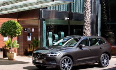 · Το ολοκαίνουργιο μεσαίο SUV της Volvo επανεφευρίσκει την κατηγορία · Το πρώτο μοντέλο της Σειράς 60 της Volvo που είναι βασισμένο στη SPA – Scalable Product Architecture · Με τρεις νέες πρωτοποριακές τεχνολογίες ασφάλειας στο βασικό εξοπλισμό · Αποκλειστικά με δίλιτρους κινητήρες βενζίνης και πετρελαίου και με όλο το «look and feel» που τόσο εντυπωσίασε και αγαπήθηκε στη Σειρά 90 Η Volvo Cars με υπερηφάνεια παρουσιάζει το Νέο XC60. Το νέο μοντέλο έχει όλα τα φόντα να ξεπεράσει την επιτυχία που σημείωσε η πρώτη γενιά του δημοφιλέστατου SUV, το οποίο στα εννέα χρόνια από την παρουσίασή του έγινε το πρώτο σε πωλήσεις premium SUV της μεσαίας κατηγορίας στην Ευρώπη, με σχεδόν ένα εκατομμύριο μονάδες να έχουν διατεθεί σε παγκόσμιο επίπεδο. Ένα μοντέλο που αντιπροσωπεύει σχεδόν το 30% των συνολικών πωλήσεων της Volvo σε όλο τον κόσμο. «Διαθέτουμε μια πολύ ισχυρή παράδοση στο σχεδιασμό όμορφων και δυναμικών SUV, που παράλληλα προσφέρουν την τελευταία λέξη της τεχνολογίας. Το Νέο XC60 δεν αποτελεί εξαίρεση. Είναι ένα τέλειο αυτοκίνητο για το σημερινό ενεργό τρόπο ζωής και αποτελεί το επόμενο βήμα στη στρατηγική ανάπτυξης της μάρκας», δήλωσε ο Χάκαν Σάμουελσον (Håkan Samuelsson), Πρόεδρος και CEO της Volvo Cars. Νέες τεχνολογίες άνεσης και ασφάλειας Το Νέο Volvo XC60, είναι ίσως το ασφαλέστερο αυτοκίνητο που κατασκευάστηκε ποτέ. Ενσωματώνει τρεις νέες τεχνολογίες άνεσης και ασφάλειας στο βασικό του εξοπλισμό. Κοινό τους χαρακτηριστικό, η ενεργή υποβοήθηση στο σύστημα διεύθυνσης. Τα τρία νέα συστήματα ασφάλειας έχουν σχεδιαστεί έτσι ώστε να παρέχουν αυτόματη υποβοήθηση στο τιμόνι και δίνουν τη δυνατότητα στον οδηγό για ακόμα καλύτερο έλεγχο του αυτοκινήτου, προκειμένου να αποφύγει πιθανές επικείμενες συγκρούσεις. «Τα τρία νέα συστήματα συνιστούν ξεκάθαρα βήματα στη πορεία μας προς τα πλήρως αυτόνομα αυτοκίνητα. Το Νέο XC60 επωφελείται από όλη την τεχνολογία ασφάλειας που έχουμε λανσάρει στη Σειρά 90, διαθέτει για παράδειγμα την τεχνολογία αποφυγής εκτροπής από το δρόμο και την τεχνολογία για αποφυγή συγκρούσεων σε διασταύρωση με αντίθετα ερχόμενα αυτοκίνητα. Αλλά το Νέο XC60 πάει ένα βήμα πιο μπροστά. Πρόκειται για μία επιλογή που εναρμονίζεται απόλυτα με τη στρατηγική μας προσέγγιση να αναπτύσσουμε συστήματα που αναβαθμίζουν την οδική ασφάλεια σε πραγματικές οδικές συνθήκες. Το όραμά μας, εκφρασμένο και ως Vision 2020 (Όραμα 2020), είναι μέχρι το 2020 να έχουμε όλη την απαιτούμενη τεχνολογία ώστε να μην υπάρχει απώλεια ζωής ή σοβαρός τραυματισμός σε οποιοδήποτε ατύχημα εμπλέκεται ένα μοντέλο Volvo», δήλωσε η Μαλίν Έκχολμ (Malin Ekholm), Διευθύντρια του Volvo Cars Safety Centre. Το πρωτοποριακό σύστημα αποφυγής συγκρούσεων City Safety, που πρώτη η Volvo παρουσίασε στην αυτοκινητοβιομηχανία στο XC60 πρώτης γενιάς και λειτουργεί τόσο στη διάρκεια της ημέρας όσο και τη νύχτα, ενεργό πλέον για σχετική διαφορά ταχύτητας έως 60 χλμ./ώρα, συνοδεύεται τώρα από υποβοήθηση τιμονιού. Το αυτοκίνητο παρέχει ενεργή υποβοήθηση στο σύστημα διεύθυνσης, προκειμένου να βοηθήσει τον οδηγό να αποφύγει άλλο όχημα, δικυκλιστές, πεζούς, μεγάλα ζώα ή ένα εμπόδιο που βρίσκεται μπροστά του ενώ παράλληλα προετοιμάζει τις ζώνες ασφαλείας και τα φρένα για αυτόματη πέδηση αν ο οδηγός δεν αντιδράσει έγκαιρα. Η υποβοήθηση του τιμονιού στο νέο σύστημα λειτουργεί για ταχύτητες μεταξύ 50 και 100 χλμ./ώρα. Ένα επιπλέον νέο σύστημα ασφάλειας είναι το Oncoming Lane Mitigation (Σύστημα Αποφυγής Οδήγησης στο Αντίθετο Ρεύμα), το οποίο χρησιμοποιεί την υποβοήθηση τιμονιού για να συμβάλει στην αποτροπή των μετωπικών συγκρούσεων. Το σύστημα αυτό βοηθά τους οδηγούς να αποφύγουν συγκρούσεις με αντίθετα ερχόμενα οχήματα. Το σύστημα προειδοποιεί τον οδηγό όταν αυτός κινείται ακούσια έξω από τη λωρίδα του και στο αντίθετο ρεύμα, παρέχοντάς του στη συνέχεια αυτόματη υποβοήθηση στο τιμόνι, ώστε να τον οδηγήσει πίσω στη σωστή λωρίδα κυκλοφορίας και έξω από την τροχιά κάποιου αντίθετα ερχόμενου οχήματος. Το συγκεκριμένο σύστημα είναι ενεργό για ταχύτητες ανάμεσα στα 60 και τα 140 χλμ./ ώρα. Η υποβοήθηση τιμονιού πλέον εφαρμόζεται και στη νέα γενιά του BLIS, του γνωστού συστήματος επιτήρησης τυφλών σημείων, το οποίο επίσης επωφελείται από τη λειτουργία της υποβοήθησης τιμονιού για να μειωθεί το ενδεχόμενο συγκρούσεων σε περιπτώσεις αλλαγής λωρίδας. Αν ανιχνευθεί κίνδυνος από επερχόμενο άλλο όχημα πίσω από το Νέο XC60, το BLIS πλέον λειτουργεί ανακατευθύνοντας το αυτοκίνητο πίσω στη λωρίδα του. Ως προαιρετική επιλογή στον εξοπλισμό του Νέου XC60 θα προσφέρεται επίσης το Pilot Assist, το προηγμένο σύστημα ημιαυτόνομης οδήγησης της Volvo, ενεργό σε δρόμους με καλή σήμανση και μέχρι τα 130 km/h. Design Το Νέο XC60 είναι το πρώτο μοντέλο της Σειράς 60 που δανείζεται σχεδιαστικά στοιχεία από τα μεγαλύτερα μοντέλα της μάρκας. Επενδύοντας πάνω στις αρετές που ανέδειξαν την προηγούμενη γενιά σε παγκόσμιο best-seller, το Νέο XC60 αποτελεί την πιο σύγχρονη έκφραση του σκανδιναβικού design. H δυναμική εξωτερική εμφάνιση συνδυάζεται με ένα εσωτερικό που εντυπωσιάζει εξίσου και το οποίο διακρίνεται από εκπληκτικό φινίρισμα και μοναδική ποιότητα κατασκευής. Το Νέο XC60 αποτελεί μία ακόμη ακλόνητη απόδειξη της στρατηγικής Volvo-by-Volvo. Ο υπέροχος συνδυασμός πολυτέλειας, ευρυχωρίας, ευελιξίας, απόδοσης και ασφάλειας δημιουργεί νέα μέτρα σύγκρισης στην κατηγορία των μεσαίων SUV, όπως ακριβώς έκανε και το αρχικό XC60 πριν εννέα χρόνια. «Το Νέο XC60 είναι ένα SUV που σχεδιάστηκε για να οδηγείται, όχι για να ατενίζει υπεροπτικά τους άλλους. Η εξωτερική του σχεδίαση διαθέτει μια αθλητική φόρμα με ραφιναρισμένη, διαχρονική ποιότητα. Το εσωτερικό του είναι αριστοτεχνική σύνθεση μελετημένης αρχιτεκτονικής, όμορφων υλικών και τεχνολογίας αιχμής – στοιχεία που δένουν άψογα μεταξύ τους. Το Νέο XC60 προσφέρει μια σκανδιναβική εμπειρία οδήγησης που θα κάνει τους πελάτες μας να αισθανθούν ξεχωριστοί», δήλωσε ο Τόμας Ίνγκενλατ (Thomas Ingenlath), Ανώτερος Αντιπρόεδρος Σχεδιασμού της Volvo Cars. SPA - Scalable Product Architecture Και το Νέο Volvo XC60, όπως και τα μοντέλα της Σειράς 90, έχει σχεδιαστεί, εξελιχθεί και κατασκευαστεί αποκλειστικά και στο σύνολό του από τη Volvo. Είναι χτισμένο πάνω στη νέα Μεταβλητή Αρχιτεκτονική Προϊόντος (Scalable Product Architecture – SPA), η οποία προσφέρει τεράστιες δυνατότητες ευελιξίας, εξέλιξης και οικονομίας κλίμακας στη σουηδική μάρκα και στην οποία θα βασιστούν όλα τα μελλοντικά μεγάλα μοντέλα της Volvo. Το πιο σημαντικό, ίσως, το ότι η SPA προσφέρει απεριόριστες δυνατότητες όσον αφορά στην ηλεκτροκίνηση και την υβριδική τεχνολογία. Το Νέο XC60 προσφέρεται – ήδη από το λανσάρισμά του – και σε Twin Engine υβριδική έκδοση. Κινητήρια συστήματα Το Νέο XC60 διατίθεται σε βενζινοκίνητες και πετρελαιοκίνητες εκδόσεις, αποκλειστικά με τους γνωστούς, δίλιτρους τετρακύλινδρους κινητήρες Drive-E, που διακρίνονται για τις κορυφαίες επιδόσεις και την πολύ χαμηλή κατανάλωση, με ισχύ που ξεκινά από τους 190 και φτάνει τους 407 ίππους, στην Τ8 Twin Engine υβριδική έκδοση! Όλες οι εκδόσεις συνδυάζονται με το εξαιρετικό αυτόματο κιβώτιο οκτώ σχέσεων, γνωστό από την ευρεία χρήση του στα μοντέλα της Σειράς 90 και που ανήκει στο βασικό εξοπλισμό του Νέου XC60. Οι πετρελαιοκίνητες εκδόσεις είναι διαθέσιμες σε δύο επίπεδα ισχύος, με 190 (έκδοση D4) ή 235 (έκδοση D5) ίππους. Και στο Νέο XC60 oι δίλιτροι πετρελαιοκινητήρες της οικογένειας Drive-E διαθέτουν τη γνωστή από τη Σειρά 90 πατέντα της Volvo, την PowerPulse. Πρόκειται για μία πρωτοποριακή υλοποίηση η οποία εξασφαλίζει άμεση απόκριση στο πάτημα του γκαζιού χωρίς την παραμικρή υστέρηση που συχνά διακρίνει τους diesel turbo κινητήρες. Το PowerPulse λειτουργεί διοχετεύοντας αέρα υπό πίεση, από το φίλτρο αέρα, μέσω ενός κομπρέσσορα, σε ένα δοχείο όγκου δύο λίτρων. Όταν ο οδηγός θελήσει να επιταχύνει είτε από στάση είτε από χαμηλές στροφές, ο υπό πίεση αποθηκευμένος αέρας διοχετεύεται μέσω βαλβίδας στην πολλαπλή εξαγωγής για να τροφοδοτήσει το turbo. Αυτό έχει ως αποτέλεσμα μία άμεση και υψηλή παροχή ισχύος. Ο αέρας στο δοχείο αποθήκευσης ανατροφοδοτείται αυτόματα και η διαθεσιμότητα είναι συνεχής. Η πατέντα αυτή εξασφαλίζει στο Νέο XC60 εντυπωσιακές τιμές επιτάχυνσης. Όσον αφορά στις βενζινοκίνητες εκδόσεις, η χρήση μηχανικού υπερσυμπιεστή (λειτουργία έως τις 3.500 rpm) και turbo (λειτουργία σε όλο το εύρος στροφών) εξασφαλίζει περίσσεια ισχύος με άμεση απόκριση και εξαιρετικά χαρακτηριστικά λειτουργίας. Διαθέσιμες οι εκδόσεις Τ5 με 254 ίππους και Τ6 με 320 ίππους. Όλες οι εκδόσεις είναι τετρακίνητες ενώ στις αρχές της επόμενης χρονιάς οι D4 και Τ5 εκδόσεις θα είναι διαθέσιμες και ως προσθιοκίνητες. Τέλος, ήδη από το λανσάρισμα θα είναι διαθέσιμη στην αγορά και η plug-in Τ8 Twin Engine AWD υβριδική έκδοση, με συνδυαστική ισχύ 407 ίππων. Ο συνδυασμός βενζινοκινητήρα 320 ίππων και ηλεκτροκινητήρα θα προσφέρει επιτάχυνση 0-100 σε χλμ./ώρα σε 5,3 δευτερόλεπτα, ροπή 640 Nm (περίπου 65,3 χιλιογραμμόμετρα), μόλις 49 γρμ. εκπομπές CO2 και αυτονομία με αμιγώς ηλεκτροκίνηση σχεδόν 45 χιλιομέτρων. Driving Dynamics Ο στόχος των μηχανικών ήταν εξαρχής ένας και απλός: η δημιουργία του κορυφαίου SUV της κατηγορίας, με εντυπωσιακή πολυτέλεια και άπλετους χώρους, με τον οδηγό να κάθεται – τυπικά για την κατηγορία – σχετικά ψηλά αλλά να εμπνέεται από το ίδιο το αυτοκίνητο για δυναμική οδήγηση. Το μότο των μηχανικών στην εξέλιξη του μεγαλύτερου XC90 ήταν Relaxed Confidence (σε ελεύθερη απόδοση χαλαρωτική αυτοπεποίθηση), με στόχο να υπογραμμίσει την άνεση και τον έλεγχο, δύο βασικά στοιχεία στον τρόπο που αντιλαμβάνεται ο οδηγός το αυτοκίνητο. Στο Νέο XC60 το μότο αυτό έχει εξελιχθεί σε Inspired Confidence (εμπνευσμένη αυτοπεποίθηση, σε επίσης ελεύθερη απόδοση), όπου πλέον η έμφαση δίνεται στον έλεγχο σε συνδυασμό με την έμπνευση για πιο συμμετοχική οδήγηση. Μερικά μόνο χιλιόμετρα στο τιμόνι του Νέου XC60 αρκούν για να αντιληφθεί κάποιος ότι οι μηχανικοί της Volvo πέτυχαν το στόχο τους! Όσον αφορά στην ανάρτηση, οι λύσεις που έχουν υιοθετηθεί είναι διπλά ψαλίδια εμπρός ενώ πίσω ακολουθείται η επιτυχημένη υλοποίηση που παρουσιάστηκε στο XC90, με προηγμένη μορφή πολλαπλών συνδέσμων με ένα επιπλέον δομικό στοιχείο για καλύτερη συμπεριφορά, σε συνδυασμό με εγκάρσιο ελαστικό έλασμα από σύνθετα υλικά, σε ρόλο ελατηρίου, για μέγιστη εκμετάλλευση χώρου. Οι δυνατότητες που προσφέρει η SPA σε συνδυασμό με τα κινητήρια συστήματα Drive-E αλλά και την καλά μελετημένη και εξελιγμένη ανάρτηση, χαρίζουν στο Νέο XC60 ένα δυναμικό «πάτημα» με κορυφαία ποιότητα κύλισης και εξαιρετική ακαμψία, εξασφαλίζουν απουσία τριγμών και κραδασμών ενώ ο οδηγός νιώθει απόλυτο έλεγχο χάρη και στο μεγάλο βαθμό πληροφόρησης από το τιμόνι. Παράλληλα, οι πολλές δυνατότητες παραμετροποίησης προσφέρουν στον οδηγό την ευκαιρία να προσαρμόσει απόλυτα το αυτοκίνητο στο προσωπικό του οδηγικό στυλ. «Εστιάσαμε στη δημιουργία ενός αυτοκινήτου που μπορεί να τέρψει όλες τις αισθήσεις - από τη θέση οδήγησης που προσφέρει άψογη εποπτεία του δρόμου μέσα σε έναν όμορφο θάλαμο επιβατών, μέχρι το αίσθημα ασφάλειας και εμπιστοσύνης που εμπνέει η κύληση του αυτοκινήτου», δήλωσε ο Χένρικ Γκριν (Henrik Green), Ανώτερος Αντιπρόεδρος Προϊοντικής Στρατηγικής και Γραμμής Οχημάτων στη Volvo Cars. Sensus – εύκολος χειρισμός, σχεδόν ενστικτώδης Και στο Νέο XC60 το σύστημα διασύνδεσης οδηγού και αυτοκινήτου γίνεται μέσω του ‘Sensus’. Χρησιμοποιούνται τελευταίας τεχνολογίας οθόνη αφής και λογισμικό, όπως έγιναν ευρέως γνωστά από τη Σειρά 90, που επιτρέπουν στον οδηγό να οικοδομήσει άμεσα μια ενστικτώδη κατανόηση της φιλοσοφίας λειτουργίας του συστήματος, της θέσης που βρίσκονται τα χειριστήρια και του τρόπου με τον οποίο μπορεί να τα χειρίζεται. Η οθόνη αφής αντικαθιστά το συμβατικό σύνολο κουμπιών και χειριστηρίων στην κεντρική κονσόλα με έναν κομψό πίνακα ελέγχου. Αυτή η οθόνη διασυνδέεται με τον ψηφιακό πίνακα οργάνων εμπρός από τον οδηγό, ενώ ζωτικές πληροφορίες προβάλλονται στο κάτω μέρος του παρμπρίζ με το σύστημα Head-Up Display. Το σύστημα ελέγχου περιλαμβάνει επίσης χειριστήρια πάνω στο τιμόνι και δυνατότητα λειτουργίας με φωνητικές εντολές. Το Νέο Volvo XC60 παράγεται ήδη, στο εργοστάσιο της Volvo στην Τορσλάντα, στη Σουηδία. Το μοντέλο αναμένεται στην Ελλάδα τον Ιούλιο, σε πολύ ανταγωνιστικές τιμές που θα ανακοινωθούν το επόμενο δεκαπενθήμερο.