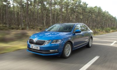 Νέα ŠKODA OCTAVIA : Το Bestseller έρχεται με νέα εμφάνιση και κορυφαία τεχνολογία» • Βελτιωμένος αεροδυναμικός σχεδιασμός, νέοι προβολείς με τεχνολογία LED • Κλασική ευρυχωρία ŠKODA και καμπίνα επιβατών με κορυφαία σε ποιότητα υλικά ανώτερης ποιότητας και βελτιωμένη εργονομία • Ευρεία γκάμα κινητήρων: δύο βενζινοκινητήρες TSI, τρεις diesel TDI, ένας 1.4-l TSI G-TEC για την έκδοση CNG, που αποδίδουν από 110 PS έως 184 PS, κιβώτια ταχυτήτων DSG για όλους – σχεδόν - τους κινητήρες, AWD που συνδυάζεται με τα κορυφαία μηχανικά σύνολα • Σύστημα δυναμικού ελέγχου πλαισίου (Dynamic Chassis Control) για ρύθμιση της ανάρτησης σύμφωνα με 3 διαφορετικά προγράμματα • Τετρακίνηση για τα κορυφαία μοντέλα Scout & RS • Πέντε νέα συστήματα υποστήριξης οδηγού αυξάνουν το επίπεδο άνεσης και ασφάλειας • ŠKODA Connect: mobile, on line υπηρεσίες για βελτιωμένη υποστήριξη και ενημέρωση/ψυχαγωγία • Πρόσθετα χαρακτηριστικά “Simply Clever” για καθημερινή πρακτικότητα, σε στυλ ŠKODA Σχεδιασμός Η ομάδα σχεδίασης της ŠKODA θέλησε να κάνει τις γραμμές της OCTAVIA ακόμα πιο αεροδυναμικές. Το νέο εμπρός τμήμα περιλαμβάνει φαρδύτερη μάσκα και νέους προβολείς με σχεδίαση επηρεασμένη από τα κρύσταλλα Βοημίας την προσθήκη προβολέων με κρυστάλλινη σχεδίαση. Οι φαρδύτεροι αεραγωγοί με κυψελωτή δομή στο νέο προφυλακτήρα δημιουργούν μία δυναμική εμφάνιση – πρόσθετο στοιχείο που αυξάνει την αναγνωρισιμότητα. Προαιρετικά, διατίθενται προσαρμοζόμενοι εμπρός προβολείς (AFS) με τεχνολογία full-LED. Τα πίσω φώτα LED διατίθενται σε δύο εκδόσεις. Έχοντας σχήμα C υιοθετούν μία ομοιόμορφη φωτεινή επιφάνεια. Η αναβαθμισμένη ŠKODA OCTAVIA είναι μεγαλύτερη σε μήκος κατά μερικά χιλιοστά, ενώ το πλάτος του πίσω μετατροχίου έχει αυξηθεί κατά 20 ή 30 mm (ανάλογα με τον κινητήρα και τον πίσω άξονα). Το εσωτερικό διακρίνεται για την υψηλή ποιότητα και λειτουργικότητα, ενώ η εργονομία οθόνη πολλαπλών λειτουργιών και των χειριστηρίων του συστήματος κλιματισμού (A/C) έχει βελτιωθεί. Διακριτικές μονάδες φώτων στις πόρτες προσφέρουν εσωτερικό φωτισμό περιβάλλοντος που μπορεί να ρυθμιστεί σε μία από δέκα διαφορετικές αποχρώσεις. Κινητήρες και πλαίσιο Η γκάμα κινητήρων αποτελείται από δύο βενζινοκινητήρες TSI, τρεις diesel TDI και έναν CNG, οι οποίοι συνδυάζουν ισχυρές επιδόσεις με χαμηλή κατανάλωση. Η ισχύς τους κυμαίνεται από 110 PS έως 184 PS. Ο 1.4-l G-TEC με 110 PS είναι ένας πολύ οικονομικός κινητήρας σχεδιασμένος για χρήση με φυσικό αέριο. Εκτός από τα μηχανικά κιβώτια, διατίθενται κιβώτια διπλού συμπλέκτη DSG έξι ή επτά σχέσεων για όλους σχεδόν τους κινητήρες. Η ŠKODA προσφέρει τετρακίνηση για το 2.0 TDI. Το προαιρετικό σύστημα Dynamic Chassis Control (DCC) αναβαθμίζει ακόμα περισσότερο το πλαίσιο, ενώ ο οδηγός μπορεί να ρυθμίσει το χαρακτήρα της ανάρτησης επιλέγοντας το προφίλ Comfort, Normal ή Sport. Όλα τα μηχανικά σύνολα πληρούν τα πρότυπα Euro 6. Οι κινητήρες TSI χρησιμοποιούν υπερσυμπιεστή και άμεσο ψεκασμό βενζίνης. Ο μικρότερος σε χωρητικότητα κινητήρας της γκάμας αποδίδει 116 PS, είναι τρικύλινδρος 1.0-l TSI και διατίθεται με 6-τάχυτο μηχανικό κιβώτιο ή 7-τάχυτο DSG. Ο 1.4l TSI G-TEC είναι ιδιαίτερα αποδοτικός καθώς ως κινητήρας bivalent, λειτουργεί με φυσικό αέριο και βενζίνη, και αποδίδει 110 PS. Στο πρόγραμμα CNG και όταν συνδυάζεται με το 7άρι κιβώτιο DSG, τα μοντέλα ŠKODA OCTAVIA και OCTAVIA COMBI εκπέμπουν μόλις 101 και 107 g CO2/km αντίστοιχα. Ο κορυφαίος βενζινοκινητήρας 1.4-l TSI αποδίδει 150 PS. Η υπερσυμπίεση και ο άμεσος ψεκασμός υψηλής πίεσης με τεχνολογία Common Rail είναι κοινά χαρακτηριστικά των κινητήρων TDI στις ŠKODA OCTAVIA και OCTAVIA COMBI. Ο βασικός 1.6-l TDI αποδίδει 116 PS συνδυάζεται με 5-τάχυτο μηχανικό κιβώτιο ταχυτήτων ή 7άρι DSG. Με αυτό το συνδυασμό, η κατανάλωση μικτού κύκλου των ŠKODA OCTAVIA και OCTAVIA COMBI δεν υπερβαίνει τα 3,9 l/100 km. Οι δύο δίλιτρες εκδόσεις του κινητήρα TDI αποδίδουν 150 PS και 184 PS. Ο diesel 150 PS συνδυάζεται με 6-τάχυτο μηχανικό κιβώτιο και διατίθεται με κίνηση στους εμπρός τροχούς (FWD) ή τετρακίνηση (AWD). Ένα 6-τάχυτο DSG διατίθεται εναλλακτικά, για προσθιοκίνητα μοντέλα. Ο ισχυρότερος κινητήρας diesel 135 kW (184 PS) διατίθεται μόνο με τετρακίνηση, ενώ συνδυάζεται αποκλειστικά με 6-τάχυτο κιβώτιο DSG .Το σύστημα τετρακίνησης προσφέρει σημαντικό πλεονέκτημα στην πρόσφυση και την ασφάλεια των ŠKODA OCTAVIA (RS) και OCTAVIA COMBI (Scout), έχοντας συμπαγείς διαστάσεις και χαμηλό βάρος. Βασικό στοιχείο του συστήματος είναι ένας ηλεκτρονικά ελεγχόμενος πολύδισκος συμπλέκτης, που τοποθετείται μπροστά από τον πίσω άξονα. Η μονάδα ελέγχου (εγκέφαλος) υπολογίζει συνεχώς την κατανομή της ιδανικής ροπής για τον πίσω άξονα. Το ηλεκτρονικό, μπλοκέ διαφορικό XDS+, μία λειτουργία του Electronic Stabilisation Control (ESC), παρέχει μεγαλύτερη ασφάλεια στις γρήγορες στροφές – τόσο για τις προσθιοκίνητες, όσο και τις τετρακίνητες εκδόσεις. Σε συνθήκες απώλειας της πρόσφυσης, το XDS+ επιβραδύνει ελαφρώς τον εσωτερικό –προς την στροφή- τροχό για να μεταφέρει περισσότερη ισχύ στον εξωτερικό. Αυξημένο μετατρόχιο, Δυναμικός Έλεγχος Πλαισίου (Dynamic Chassis Control) Η ανάρτηση πλαισίου των ŠKODA OCTAVIA και OCTAVIA COMBI περιλαμβάνει γόνατα MacPherson με τριγωνικά ψαλίδια στον εμπρός άξονα και ανάλογα με την έκδοση κινητήρα, πίσω άξονα πολλαπλών (multi link) συνδέσμων ή ημιάκαμπτο άξονα. Με την ευκαιρία της αναβάθμισης του μοντέλου, το πίσω μετατρόχιο έχει αυξηθεί κατά 20 mm στην Octavia και 30 mm στην Octavia Combi Η κρεμαγιέρα του συστήματος διεύθυνσης χρησιμοποιεί ηλεκτρομηχανικό σύστημα υποβοήθησης που επιτρέπει την συνεργασία με πολυάριθμα συστήματα υποστήριξης. Το προσαρμοζόμενο σύστημα Δυναμικού Ελέγχου Πλαισίου - Adaptive Dynamic Chassis Control (DCC) διατίθεται για τις ŠKODA OCTAVIA και OCTAVIA COMBI προαιρετικά. Με αυτό το σύστημα, η λειτουργία των αμορτισέρ ελέγχεται από ηλεκτρικές βαλβίδες, ενώ ο οδηγός μπορεί να επιλέξει ένα από τα τρία προγράμματα, Comfort, Normal και Sport. Το DCC συμβάλλει επίσης στην ενεργητική ασφάλεια, καθώς αλλάζει αυτόματα σε Sport mode σε επικίνδυνες καταστάσεις, για να εξασφαλίσει μεγαλύτερη σταθερότητα, καλύτερη πρόσφυση των ελαστικών και μικρότερες αποστάσεις φρεναρίσματος. Το DCC διατίθεται προαιρετικά από την έκδοση Ambition και πάνω (δεν διατίθεται για κινητήρες με ισχύ κάτω από 150 PS. Με το Driving Mode Select, ο οδηγός μπορεί επίσης να αλλάζει τα χαρακτηριστικά συστήματος διεύθυνσης και τη λειτουργία του κιβωτίου DSG. Υπάρχει δυνατότητα επιλογής ρυθμίσεων Normal, Eco, Sport και Individual, ακόμα και ένα Comfort mode με Dynamic Chassis Control. Οι ρυθμίσεις που επιλέγει κάθε οδηγός μπορούν να αποθηκεύονται στο εξατομικευμένο κλειδί, το οποίο διατίθεται προαιρετικά. Διευρυμένη γκάμα συστημάτων υποστήριξης οδηγού Πέντε νέα χαρακτηριστικά έχουν προστεθεί στη γκάμα συστημάτων υποστήριξης οδηγού για τα μοντέλα ŠKODA OCTAVIA και OCTAVIA COMBI. Αυτά βελτιστοποιούν την ασφάλεια στην κυκλοφορία της πόλης, σε επαρχιακούς δρόμους και τον αυτοκινητόδρομο, και παρέχουν πρόσθετη άνεση στο παρκάρισμα και τους ελιγμούς. Το προαιρετικό Front Assist με λειτουργία City Emergency Brake περιλαμβάνει Predictive Pedestrian Protection (Προληπτική Προστασία Πεζού). Το σύστημα χρησιμοποιεί αισθητήρες ραντάρ και αντιδρά ακόμα και στους πεζούς που διασχίζουν το δρόμο. Αυτή η λειτουργία είναι ενεργή μεταξύ 10 και 60 km/h. Ανάμεσα σε αυτές τις ταχύτητες, ενεργοποιείται το φρενάρισμα έκτακτης ανάγκης σε περίπτωση επικείμενης σύγκρουσης και βοηθά στην πρόληψη ενός ατυχήματος ή τουλάχιστον μειώνει δραστικά τις συνέπειες μιας σύγκρουσης. Η νέα λειτουργία Blind Spot Detect (Ανίχνευση Τυφλού Σημείου) συμβάλλει στην ασφάλεια κατά την αλλαγή λωρίδων στο δρόμο. Ενεργοποιείται μεταξύ των 10 km/h και της τελικής ταχύτητας. Δύο αισθητήρες ραντάρ πίσω παρακολουθούν την κυκλοφορία. Εάν κάποιο αυτοκίνητο ή όχημα πλησιάσει ξαφνικά από πίσω, ή βρίσκεται στο τυφλό σημείο, μία προειδοποιητική λυχνία ανάβει στον αντίστοιχο εξωτερικό καθρέπτη. Οι πίσω αισθητήρες ραντάρ χρησιμοποιούνται επίσης από το Rear Traffic Alert, ένα ακόμα σύστημα, που βοηθά τον οδηγό όταν βγαίνει με όπισθεν από χώρους στάθμευσης ή από ιδιωτικές οδούς. Αυτό ανιχνεύει έγκαιρα τη διερχόμενη κυκλοφορία, και προειδοποιεί τον οδηγό πρώτα με οπτικά και μετά με ηχητικά σήματα. Το προαιρετικό Trailer Assist μεταμορφώνει σε ειδικούς ακόμα και όσους έχουν ελάχιστη εμπειρία στη ρυμούλκηση. Για να αξιοποιήσει αυτή τη λειτουργία, ο οδηγός πρέπει να επιλέξει όπισθεν και να πατήσει του μπουτόν Park. Στη συνέχεια, χρησιμοποιεί το μοχλό ρύθμισης εξωτερικών καθρεπτών για να ορίσει τη γωνία που επιθυμεί να χρησιμοποιεί στην οπισθοπορεία. Για καθοδήγηση του οδηγού, στην οθόνη του αυτοκινήτου προβάλλεται ένα διάγραμμα που δείχνει τη γωνία στροφής του τρέιλερ. Το μόνο που πρέπει να κάνει ο οδηγός είναι να επιταχύνει ομαλά – το σύστημα στρίβει το αυτοκίνητο και το τρέιλερ αυτόματα στην επιθυμητή γωνία. Ένα ακόμα σύστημα με την ονομασία Manoeuvre Assist, προσφέρει υποστήριξη στην οπισθοπορεία χωρίς ρυμούλκηση τρέιλερ, φρενάροντας αυτόματα το αυτοκίνητο, μόλις ανιχνεύσει εμπόδιο πίσω από αυτό, χάρη στους πίσω αισθητήρες παρκαρίσματος. Οι νέες λειτουργίες προστίθενται στη γκάμα συστημάτων υποστήριξης οδηγού που ήδη προσφερόταν πριν την αναβάθμιση των μοντέλων ŠKODA OCTAVIA και OCTAVIA COMBI. Η γκάμα αυτή περιλαμβάνει Adaptive Cruise Control (ACC) - βασισμένο σε ραντάρ - που διατηρεί την επιλεγμένη ταχύτητα και την ιδανική απόσταση από το προπορευόμενο όχημα, Lane Assist, που προειδοποιεί τον οδηγό εάν το αυτοκίνητο ακούσια παρεκκλίνει από τη λωρίδα του, λειτουργία ανίχνευσης κόπωσης οδηγού Driver Alert, και προληπτικό σύστημα προστασίας επιβατών Crew Protect Assist, που θέτει σε εφαρμογή μέτρα προστασίας σε περίπτωση επικείμενης σύγκρουσης. Επιπλέον, διατίθενται Auto Light Assist, βασισμένο σε κάμερα, Travel Assist με Traffic Sign Recognition (Σύστημα Αναγνώρισης Οδικής Σήμανσης), Park Assist και κάμερα οπισθοπορείας. Νέα γενιά συστημάτων ενημέρωσης / ψυχαγωγίας και ŠKODA Connect Τα συστήματα ενημέρωσης / ψυχαγωγίας που προσφέρονται με τα νέα μοντέλα ŠKODA OCTAVIA και OCTAVIA COMBI ανήκουν στην αναβαθμισμένη γενιά και διαθέτουν πρόσθετες λειτουργίες. Χάρη στο ŠKODA Connect με τις νέες διαδικτυακές υπηρεσίες μέσω κινητού τηλεφώνου, οι επιβάτες έχουν τη δυνατότητα να είναι ‘πάντα online’. Οι πελάτες μπορούν να επιλέξουν από τέσσερα συστήματα: τα ηχοσυστήματα Swing και Bolero και τα συστήματα ενημέρωσης / ψυχαγωγίας και πλοήγησης Amundsen και Columbus. Και τα τέσσερα ελέγχονται με χειριστήρια αφής και εντυπωσιάζουν με την ταχύτητα και τις έξυπνες λειτουργίες τους. Οι οθόνες αφής νέας τεχνολογίας (capacitive), που διατίθενται με κρυστάλλινη σχεδίαση υψηλής ποιότητας στα συστήματα Bolero, Amundsen και Columbus, αντιδρούν στο παραμικρό άγγιγμα. Οι διαστάσεις τους είναι μεταξύ 6,5 και 9,2 ιντσών, ανάλογα με την έκδοση εξοπλισμού. Ακόμα και το στάνταρ ηχοσύστημα Swing διαθέτει υποδοχή κάρτας SD και θύρες aux-in και USB. Στον βασικό εξοπλισμό διατίθενται η πλατφόρμα SmartLink+ τις εφαρμογές Apple CarPlay, Android Auto, MirrorLink™ και SmartGate. Το ηχοσύστημα Bolero έχει οθόνη αφής 8-ιντσών υψηλής ανάλυσης με τεχνολογία αισθητήρα εγγύτητας. Μπορεί να κάνει ανάγνωση μηνυμάτων κειμένου (SMS) τα οποία και απεικονίζει στην οθόνη. Το σύστημα ενσωματώνει επίσης σύνδεση Bluetooth, οκτώ ηχεία, ενώ φωνητικός έλεγχος διατίθεται προαιρετικά. Το σύστημα πλοήγησης Amundsen βασίζεται στο Bolero και μπορεί να συνδεθεί με έως 8 κινητά τηλέφωνα. Επιπλέον, διαθέτει ενσωματωμένο Wi-Fi hotspot που επιτρέπει στους επιβάτες να περιηγούνται στο Internet, να αναπαράγουν αρχεία πολυμέσων και να στέλνουν email. Οι χάρτες του συστήματος πλοήγησης μπορούν να ενημερώνονται χωρίς έξτρα χρέωση σε όλη τη διάρκεια ζωής της συσκευής. Το σύστημα πλοήγησης Columbus βρίσκεται στην κορυφή της γκάμας (διατίθεται από την έκδοση Ambition και πάνω), με οθόνη 9,2 ιντσών, μνήμη flash 64-GB και προαιρετική μονάδα LTE για γρήγορη σύνδεση στο internet. Οι mobile online υπηρεσίες του ŠKODA Connect είναι η τέλεια προσθήκη στη γκάμα συστημάτων ενημέρωσης / ψυχαγωγίας. Αυτές χωρίζονται σε δύο κατηγορίες: οι νέες υπηρεσίες Infotainment Online παρέχουν πληροφορίες και ψυχαγωγία, ενώ οι υπηρεσίες Care Connect παρέχουν υποστήριξη στον οδηγό και απομακρυσμένη πρόσβαση στο όχημα. Αξιοσημείωτο στοιχείο της σειράς Infotainment Online είναι το Online Traffic Information, που μεταφέρει σε πραγματικό χρόνο νέα της οδικής κυκλοφορίας για μία επιλεγμένη διαδρομή και προτείνει παρακάμψεις σε περίπτωση κυκλοφοριακής συμφόρησης. Η υπηρεσία Petrol Stations περιλαμβάνει λίστα με πρατήρια ανεφοδιασμού (συμπεριλαμβανομένων των τιμών καυσίμου – όταν αυτές είναι διαθέσιμες) κατά μήκος της διαδρομής. Οι υπηρεσίες Parking Spaces, News και Weather προσφέρουν στον πελάτη εξατομικευμένες πληροφορίες. Οι υπηρεσίες υποστηρίζουν τους οδηγούς των νέων ŠKODA OCTAVIA και OCTAVIA COMBI σε πολλές περιπτώσεις. Τα δεδομένα μεταφέρονται μέσω μιας κάρτας SIM που είναι μόνιμα εγκατεστημένη στο όχημα. Η γκάμα περιλαμβάνει αυτόματο Emergency Call, breakdown Call, για ενημέρωση της οδικής βοήθειας σε περίπτωση μηχανικής βλάβης, και Proactive Service (Προληπτικό Σέρβις), μέσω της οποίας μπορεί να κλειστεί ραντεβού στο συνεργείο και να γίνει η κατάλληλη προετοιμασία για το σέρβις. Ο οδηγός, μέσω της εφαρμογής του ŠKODA Connect στο smartphone μπορεί να έχει απομακρυσμένη πρόσβαση σε πληροφορίες του αυτοκινήτου για το εάν οι πόρτες και τα παράθυρα είναι κλειστά καθώς και για τη στάθμη. στο ρεζερβουάρ καυσίμου Επίσης μπορεί να στείλει προορισμούς πλοήγησης στο αυτοκίνητο ή να προβάλλει την τρέχουσα θέση στάθμευσης στο smartphone του. ‘Simply Clever’: πληθώρα νέων ιδεών για άνεση και καθημερινή πρακτικότητα Τα πρακτικά χαρακτηριστικά που αυξάνουν την άνεση και την καθημερινή πρακτικότητα αποτελούν χαρακτηριστικό γνώρισμα όλων των μοντέλων ŠKODA. Στο πλαίσιο της αναβάθμισης, πολλά νέα χαρακτηριστικά ‘Simply Clever’ βρίσκουν πεδίο εφαρμογής στα ŠKODA OCTAVIA και OCTAVIA COMBI. Για παράδειγμα, υπάρχει μία νέα θήκη μπουκαλιού, με ειδικά διαμορφωμένο κάτω τμήμα, που επιτρέπει τον άνοιγμα των μπουκαλιών PET χρησιμοποιώντας το ένα χέρι. Επιπλέον, διατίθενται θερμαινόμενο τιμόνι, δύο θύρες USB πίσω, αναδιπλούμενα τραπεζάκια στις πλάτες των εμπρός καθισμάτων και εξατομικευμένο κλειδί. Ο χώρος αποσκευών της ŠKODA OCTAVIA COMBI εφοδιάζεται με φορητό φακό που επαναφορτίζεται κατά τη διάρκεια της οδήγησης. Η νέα Octavia διατίθεται στην Ελλάδα, με πέντε επίπεδα εξοπλισμού: Active , Ambition Style, Scout & RS. Η τιμή του μοντέλου ξεκινά από 16.900€. Η απόκτηση της νέας ŠKODA OCTAVIA μπορεί να γίνει και μέσω των νέων προγραμμάτων Skoda Clever Plan, που προσφέρουν: • 4 χρόνια εγγύηση • 4 χρόνια ασφάλεια • 4 χρόνια service • 4 χρόνια οδική βοήθεια