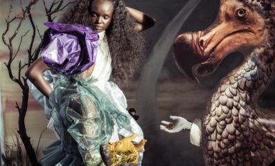 Για το Pirelli Calendar 2018, ο Tim Walker, μέσω μιας σειράς σουρεαλιστικών ονειρικών εικόνων, επανεξετάζει μια ιστορία που ειπώθηκε για πρώτη φορά το 1865: "Οι Περιπέτειες της Αλίκης στη Χώρα των Θαυμάτων" του Άγγλου μαθηματικού και συγγραφέα Charles Lutwidge Dodgson, γνωστού ως Lewis Carroll. Εμπνευσμένο από αυτή τη φανταστική αφήγηση, οι εικόνες του Tim Walker είναι γεμάτες από υπαινιγμούς, απίθανες καταστάσεις και ψευδείς παροιμίες. Ο ίδιος, όπως και πολλοί μεγάλοι καλλιτέχνες εμπνευσμένοι από την ιστορία, δημιούργησε τη δική του εκδοχή, η οποία διαθέτει 17 πρωταγωνιστές από τους κόσμους της μόδας, της μουσικής και του κινηματογράφου.