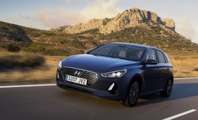 Hyundai i30: No 1 σε Ποιότητα & Αξιοπιστία στη Γερμανία στη μελέτη της J.D. Power • Το Hyundai i30 κερδίζει τους ανταγωνιστές του στη Mελέτη Ποιότητας της J.D. Power στην αγορά της Γερμανίας • Οι αγοραστές της κατηγορίας C είναι πιο ικανοποιημένοι από το Hyundai i30, κατατάσσοντάς το πρώτα για την αξιοπιστία, την σχεδίαση και το κόστος συντήρησής του Σύμφωνα με την ετήσια έγκριτη έρευνα της J.D. Power Γερμανίας 2017 Vehicle Dependability StudySM (VDS), το Hyundai i30 κατέκτησε την κορυφαία θέση στην κατηγορία του, έχοντας τις λιγότερες βλάβες. Αυτή είναι η εξαιρετική ετυμηγορία της μεγαλύτερης Γερμανικής έρευνας για την αυτοκινητοβιομηχανία. Το Hyundai i30 κατάφερε σαφώς να ξεπεράσει τους βασικούς ανταγωνιστές του. Οι πελάτες στη Γερμανία που αγόρασαν το Hyundai i30 είναι ιδιαίτερα ικανοποιημένοι με το αυτοκίνητο τους. Το Hyundai i30 βρέθηκε στην κορυφή σε διάφορες κατηγορίες. Η έρευνα μετρά 177 είδη συμπτωμάτων από 8 κατηγορίες : εξωτερικό οχήματος, οδηγική εμπειρία, χειριστήρια και ενδείξεις, συστήματα πολυμέσων και πλοήγησης, καθίσματα, εξαερισμός και κλιματισμός, εσωτερικό οχήματος, κινητήρας και μετάδοση. Η ετήσια μελέτη της J.D. Power, η οποία διεξάγεται σε συνεργασία με το περιοδικό AUTO TEST, απευθύνεται σε 14.000 ιδιοκτήτες οχημάτων στη Γερμανία, οι οποίοι ερωτώνται σχετικά με την εμπειρία τους με τα οχήματά τους. Στην έρευνα συμμετείχαν οδηγοί που κατείχαν τα αυτοκίνητά τους τουλάχιστον 12-36 μήνες. Η συνολική μετρούμενη αξιοπιστία (Dependability) προσδιορίζεται από τον αριθμό δυσλειτουργιών ανά 100 οχήματα (PP100) με το χαμηλότερο σκορ να αντανακλά στην υψηλότερη ποιότητα. Η μελέτη ικανοποίησης πελατών του J.D. Power είναι μία από τις σημαντικότερες ανεξάρτητες έρευνες ποιότητας που διεξάγονται στον χώρο της αυτοκινητοβιομηχανίας Τα ευρήματα της παρέχουν μια άμεση και αξιόπιστη ένδειξη για το πόσο ικανοποιημένοι είναι οι πελάτες με τα αυτοκίνητά τους.