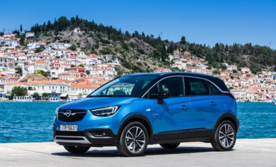 Το Opel Crossland X θα διατίθεται με πέντε εκδόσεις κινητήρων. Όλοι οι τρικύλινδροι βενζινοκινητήρες και οι τετρακύλινδροι diesel είναι υπερσύγχρονες αλουμινένιες μονάδες με κορυφαία απόδοση. Βασικός βενζινοκινητήρας είναι ο 1.2-L με 60 kW/81 hp (κατανάλωση στον κύκλο NEDC: στην πόλη 6,4 l/100 km, εκτός πόλης 4,4 l/100 km, μικτός κύκλος 5,1 l/100 km, εκπομπές CO2 114 g/km). Ακολουθεί ο 1.2 Turbo με άμεσο ψεκασμό βενζίνης σε τρεις διαφορετικές εκδόσεις. Η πολύ οικονομική έκδοση ECOTEC διατίθενται με πεντατάχυτο κιβώτιο βελτιστοποιημένων τριβών (κατανάλωση στον κύκλο NEDC: στην πόλη 5,6 l/100 km, εκτός πόλης 4,2 l/100 km, μικτός κύκλος 4,8 l/100 km, εκπομπές CO2 109 g/km) και αποδίδει 81 kW/110 hp. Εξίσου ισχυρός είναι ο τρικύλινδρος 1.2‑liter Turbo που συνδυάζεται με ένα εξατάχυτο αυτόματο κιβώτιο (κατανάλωση στον κύκλο NEDC: στην πόλη 6,3 l/100 km, εκτός πόλης 4,8 l/100 km, μικτός κύκλος 5,3 l/100 km, εκπομπές CO2 121 g/km). Και οι δύο κινητήρες ήδη αποδίδουν κορυφαία ροπή 205 Nm στις 1.500 rpm, με το 95% διαθέσιμο σε όλο το ωφέλιμο εύρος στροφών μέχρι τις 3.500 rpm. Με πλούσια ισχύ στις χαμηλές στροφές, το Opel Crossland X συνδυάζει εξαιρετική οδική συμπεριφορά και κατανάλωση. Κορυφαίος βενζινοκινητήρας είναι ο 1.2 Turbo με 96 kW/130 hp, μέγιστη ροπή 230 Nm από τις 1.750 rpm (κατανάλωση στον κύκλο NEDC: στην πόλη 5,7 l/100 km, εκτός πόλης 4,6 l/100 km, μικτός κύκλος 5,0 l/100 km, εκπομπές CO2 114 g/km) και εξατάχυτο μηχανικό κιβώτιο. Επιταχύνει το Opel Crossland X από 0 στα 100 σε 9,1 δεύτερα μέχρι την τελική ταχύτητα των 206 km/h. Η γκάμα περιλαμβάνει επίσης τρεις κινητήρες turbo diesel. Ο 1.6 diesel αποδίδει 73 kW/99 hp και προσφέρει μέγιστη ροπή 254 Nm στις 1.750 rpm (κατανάλωση στον κύκλο NEDC: στην πόλη 4,5 l/100 km, εκτός πόλης 3,4 l/100 km, μικτός κύκλος 3,8 l/100 km, εκπομπές CO2 99 g/km).