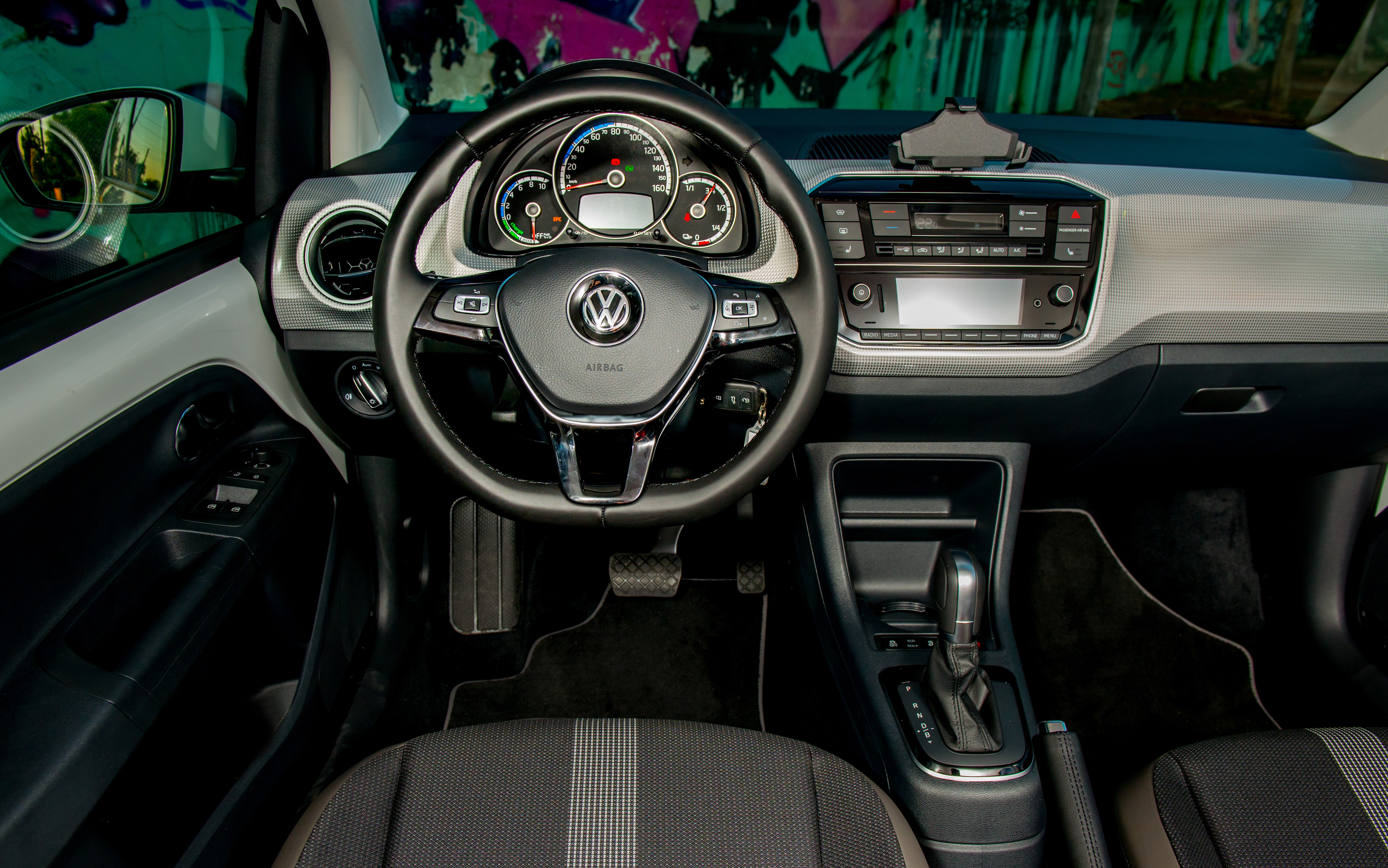 Το Σεπτέμβριο του 2016, η Volkswagen παρουσίασε στην Διεθνή Έκθεση Αυτοκινήτου στο Παρίσι το Volkswagen I.D., το μοντέλο-σταθμό της μάρκας για την μελλοντική της ανάπτυξη στους τομείς της ηλεκτροκίνησης και της αυτόνομης οδήγησης. Τους επόμενους 8 μήνες, η Volkswagen παρουσίασε 2 επιπλέον πρωτότυπα της προϊοντικής οικογένειας I.D. (I.D. Buzz, I.D. Crozz), δηλώνοντας με σαφήνεια τον προσανατολισμό της στην ηλεκτροκίνηση, μέσα από την ανάπτυξη μιας πλήρους γκάμας μοντέλων σε διάφορες κατηγορίες. 