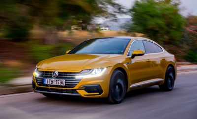 Το νέο Volkswagen Arteon. Ένα Avant Garde Gran Turismo Σημαντικά στοιχεία: Το Arteon επιγραμματικά 1. Το Arteon είναι το νέο 5θέσιο Gran Turismo της Volkswagen, που τοποθετείται πιο πάνω από το παγκοσμίως επιτυχημένο Passat. 2. Το 5θυρο μοντέλο συνδυάζει την άνεση και τους χώρους μίας μεγάλης λιμουζίνας με το δυναμισμό και την ελκυστική σχεδίαση ενός σπορ κουπέ αυτοκινήτου. 3. Ο όγκος του χώρου αποσκευών, από 563 έως 1.557 λίτρα, ξεπερνά τις δυνατότητες φόρτωσης ακόμη και ενός μεγάλου SUV. 4. Το πολυτελές εσωτερικό εντυπωσιάζει με τη κατασκευαστική αρτιότητα και τα υλικά κορυφαίας επιλογής. 5. Τα τελευταίας γενιάς συστήματα υποβοήθησης του οδηγού προβλέπουν και «αντιδρούν» στους περιορισμούς των ορίων ταχύτητας, στις στροφές και στους κυκλικούς κόμβους. 6. Οι αποδοτικοί κινητήρες TSI και TDI του Arteon παρέχουν ένα εύρος ισχύος από 110 kW / 150 PS έως 206 kW / 280 PS. 7. Οι κορυφαίες TSI και TDI εκδόσεις εφοδιάζονται στάνταρντ με κιβώτιο ταχυτήτων διπλού συμπλέκτη (DSG) 7-σχέσεων και τετρακίνηση (4MOTION). 8. Οι στάνταρντ προβολείς LED συγχωνεύονται σχεδιαστικά στις γρίλιες της εμπρός μάσκας και το καπό του κινητήρα, σχηματίζοντας το νέο «πρόσωπο» της Volkswagen. 9. Το Arteon εφοδιάζεται στάνταρτ με τον Ψηφιακό & Διαδραστικό Πίνακα Οργάνων (Active Info Display) και το σύστημα πλοήγησης και ψυχαγωγίας “Discover Pro” με την οθόνη 9,2 ιντσών και την λειτουργία ανέπαφου χειρισμού Gesture Control. 10. Η στρεπτική ακαμψία είναι μεγαλύτερη κατά 10% σε σχέση με μίας αντίστοιχης λιμουζίνας (sedan). Οι δηλώσεις για το Arteon «Το Arteon ενώνει τα σχεδιαστικά στοιχεία ενός κλασικού σπορ μοντέλου με την κομψότητα και τους πλούσιους χώρους ενός fastback. Ένα avant garde business class gran turismo, το οποίο αγγίζει στον ίδιο βαθμό την καρδιά και το μυαλό.» Klaus Bischoff, αρχισχεδιαστής της μάρκας Volkswagen «Με το Arteon εφαρμόζεται στην πράξη μία νέα γενιά συστημάτων υποβοήθησης του οδηγού στη Volkswagen. Σε αυτά ανήκει το περαιτέρω εξελιγμένο Emergency Assist. Μέχρι στιγμής, αυτό το σύστημα έφερε το όχημα σε ιατρικές περιπτώσεις ανάγκης από μόνο του σε στάση. Τώρα το αυτοκίνητο αλλάζει ακόμα και λωρίδα κυκλοφορίας αυτόματα, χάρη στο Emergency Assist, στο πλαίσιο του ορίου του συστήματος.» Dr. Frank Welsch, μέλος του διοικητικού συμβουλίου των επιβατικών της μάρκας Volkswagen, τομέας εξέλιξης «Το Arteon είναι το νέο κορυφαίο μοντέλο της μάρκας Volkswagen. Με την εντυπωσιακή σχεδίαση του και τις εξοπλιστικές εκδόσεις “Elegance” και “R-Line” θα δικαιώσουμε τις προσδοκίες των πελατών μας!» Jürgen Stackmann, μέλος του διοικητικού συμβουλίου των επιβατικών αυτοκινήτων της μάρκας Volkswagen, τομέας πωλήσεων, marketing και after sales «Το Arteon δεν ξεχωρίζει μόνο από την κομψή και μοναδική σχεδίασή του, καθώς και σε τεχνολογικό επίπεδο βρίσκεται στο υψηλότερο σκαλί, προσφέροντας παράλληλα χώρους οι οποίοι είναι κατά πολύ μεγαλύτεροι από αυτούς κάθε άλλου ανταγωνιστή του. Έτσι, το Arteon θέτει σε αυτήν την κατηγορία νέα μέτρα και σταθμά.» Dr. Elmar-Marius Licharz, διευθυντής της σειράς Arteon στη Volkswagen Το νέο Volkswagen Arteon Το Arteon αγγίζει στον ίδιο βαθμό την καρδιά και το μυαλό Volkswagen gran turismo. Υπάρχουν κλασικές λιμουζίνες. Υπάρχουν, όμως, και σπορ αυτοκίνητα. Οι μεν προσφέρουν πολύ χώρο και υψηλά επίπεδα άνεσης, ενώ τα δε ελκυστική σχεδίαση και πολύ δυναμισμό. Η Volkswagen λανσάρει στην αγορά ένα νέο μοντέλο, το οποίο συνδέει αυτούς τους δύο κόσμους της αυτοκίνησης: το Arteon. Ένα σπορτίφ gran turismo, που έχει εντυπωσιακή σχεδίαση, είναι εξοπλισμένο με καινοτόμα συστήματα υποβοήθησης, βρίσκεται μόνιμα on-line, είναι εξοπλισμένο με αποδοτικούς και ισχυρούς κινητήρες, έχει σπορτίφ οδική συμπεριφορά, όντας συγχρόνως άνετο και προσφέροντας πολύ μεγάλους χώρους, όπως μία λιμουζίνα της πολυτελούς κατηγορίας (E). Ο Klaus Bischoff, αρχισχεδιαστής της Volkswagen, συνοψίζει το χαρακτήρα του νέου 5θυρου μοντέλου: «Το Arteon συνδυάζει τα σχεδιαστικά στοιχεία ενός κλασικού σπορ αυτοκινήτου με την κομψότητα και την παροχή χώρων ενός fastback. Ένα avant garde grand turismo της business class, το οποίο αγγίζει στον ίδιο βαθμό την καρδιά και το μυαλό.» Ένα αυτοκίνητο, το οποίο - τόσο σε επαγγελματικό επίπεδο όσο και σε ιδιωτικό - θα συναρπάζει κάθε μέρα με τα χαρακτηριστικά του. Νέα εποχή στην σχεδίαση της Volkswagen Το Arteon εισαγάγει το νέο σχεδιαστικό «πρόσωπο» της Volkswagen. Βασικό χαρακτηριστικό αποτελεί η μεγάλη 3D μάσκα ψυγείου που εκτείνεται κατά πλάτος σε όλο το εμπρός τμήμα, ενσωματώνοντας τα φωτιστικά σώματα. Τα τελευταία, τοποθετημένα σχεδιαστικά πίσω από την μάσκα, προσδίδουν την τρίτη διάσταση (βάθος). Οι εγκάρσιες χρωμιωμένες γρίλιες της μάσκας με τις ενσωματωμένες φωτιστικές LED διόδους τους, «αναλαμβάνουν» λειτουργίες όπως τα φώτα ημέρας, τα φώτα θέσης και τα φλας. Avant garde σχεδίαση. Εκτός από το νέο πρόσωπο της Volkswagen, στα σημαντικότερα σχεδιαστικά στοιχεία του Arteon, το οποίο διαθέτει εξαιρετικά δυναμικές αναλογίες, ανήκει σαφώς ο σχεδιασμός του εμπρός μέρους. Το χαρακτηριστικό της είναι το μεγάλο καπό του κινητήρα (κυρίαρχο γνώρισμα «καθαρόαιμων» σπορ αυτοκινήτων), που εκτείνεται σε ένα μεγάλο μήκος, από τη γρίλια του ψυγείου έως το τελείωμα των δύο μπροστινών φτερών. Οι προβολείς LED, τα φώτα ημέρας και τα φλας ενσωματώνονται στις εγκάρσιες γρίλιες του ψυγείου, που κοσμούνται από χρώμιο. Έτσι προκύπτει η σχεδίαση μίας εμπρόσθιας όψης, η οποία θα ταίριαζε ακόμα και σε σπορ πολυτελή μοντέλα. Ανάλογα σπορτίφ είναι και το πίσω μέρος του Arteon. Εκεί κυριαρχούν τα εντυπωσιακά φώτα LED με τα δυναμικά φλάς, τα μυώδη φτερά και οι ευμεγέθεις θόλοι των τροχών, οι οποίοι φτάνουν ακόμα και τις 20 ίντσες! Με αυτά τα δεδομένα, το Arteon αποτελεί μία νέα εναλλακτική για όσους προσανατολίζονται στην απόκτηση ενός σπορτίφ 5θυρου fastback με εντυπωσιακή σχεδίαση, προηγμένες τεχνολογικές λύσεις, πολύ διαφορετικό ύφος και υψηλό επίπεδο άνεσης αντί μιας κλασικής λιμουζίνας. Η αεροδυναμική τελειοποιεί τη δυναμική οδική συμπεριφορά. Στο νέο Arteon επιτεύχθηκε η ιδανική ισορροπία ανάμεσα σε έναν καλό αεροδυναμικό συντελεστή cw 0,265 και σε καλές τιμές αρνητικής άντωσης (πίεσης του αέρα στο αμάξωμα, προς τα κάτω). Αυτό εξασφαλίζει από την μία πλευρά χαμηλή αεροδυναμική αντίσταση και συνεπώς χαμηλές τιμές κατανάλωσης, και από την άλλη ένα υψηλό επίπεδο δυναμικής οδικής συμπεριφοράς. Οι τιμές αρνητικής άντωσης επιτεύχθηκαν με το συνολικό αεροδυναμικό πακέτο, στο οποίο ανήκει μεταξύ άλλων η χαρακτηριστική άκρη του πίσω μέρους, πάνω από τα πίσω φωτιστικά σώματα. Η ισορροπία των τιμών άντωσης, που σταθεροποιούν το πίσω μέρος, βελτιστοποιεί τη ρύθμιση της ανάρτησης στον εμπρός και τον πίσω άξονα, με συνέπεια την εξαιρετική οδική συμπεριφορά και την υψηλή σταθερότητα ακόμα και σε ταχύτητες πολύ κοντά στην τελική. Έτσι το νέο Arteon δε χρειάζεται να φέρει μετακινούμενη πίσω αεροτομή, η οποία να εξέρχεται του αμαξώματος σε υψηλές ταχύτητες. Ένα ευρύχωρο 5θέσιο. Το νέο Arteon βασίζεται στην πλατφόρμα MQB. Όλα τα σύγχρονα MQB μοντέλα της μάρκας χαρακτηρίζονται από τους μεγαλύτερους του μέσου όρου εσωτερικούς χώρους, χάρη στους απομακρυσμένους μεταξύ τους άξονες. Όλα αυτά, ισχύουν και στο νέο Arteon. Ανάμεσα στους δύο άξονες του εκτείνεται ένα μεγάλο μεταξόνιο 2.837 mm, με το συνολικό μήκος του fastback μοντέλου να φτάνει τα 4.862 mm. Το Arteon έχει πλάτος 1.871 mm (2.127mm με καθρέπτες), ενώ το ύψος του είναι 1.427 mm. Το αυξημένο μέγεθος του μεταξονίου, παρέχει κορυφαία άνεση στο εσωτερικό. Έτσι, το νέο Arteon διαθέτει τον μεγαλύτερο στην κατηγορία ελεύθερο χώρο για τα πόδια των πίσω επιβατών. Η τιμή των 1.016 mm είναι η καλύτερη στην κατηγορία. Σε αυτόν τον τομέα το Arteon ανταγωνίζεται με τις λιμουζίνες της μεγάλης κατηγορίας «Ε», όπου το μήκος των αυτοκινήτων ξεπερνά τα 5 μέτρα. Χάρη στη μεγάλη σε μήκος οροφή, το διαθέσιμο ύψος στο πίσω μέρος (940 mm) είναι επίσης εντυπωσιακό. Το εσωτερικό πλάτος εμπρός είναι 1.500 mm ενώ στην πίσω σειρά καθισμάτων φτάνει τα 1.481 mm, παρέχοντας έτσι άφθονο χώρο για πέντε ενήλικες. Τέλος, παρά το αυξημένο μεταξόνιο, ο χώρος αποσκευών ξεκινά από τα 563 και φτάνει έως τα 1.557 λίτρα, τιμές που καμία κλασική λιμουζίνα δε προσφέρει. Αυξημένη ακαμψία αμαξώματος. Κατασκευαστικά η πλατφόρμα MQB προσφέρει εξαιρετικά αυξημένη ακαμψία αμαξώματος, και έτσι ένα πολύ καλό επίπεδο οδικής συμπεριφοράς, αλλά και άνεσης. Ατσάλι πολύ υψηλής αντοχής χρησιμοποιείται μεταξύ άλλων στα μαρσπιέ, αλλά και στις διαμήκεις και εγκάρσιες δοκούς του αμαξώματος. Από ατσάλι επεξεργασμένο σε υψηλή θερμοκρασία κατασκευάζονται οι μεσαίες κολώνες, το κεντρικό τούνελ, το διαχωριστικό τοιχίο μεταξύ του θαλάμου επιβατών και του χώρου του κινητήρα, οι πίσω διαμήκεις άξονες και οι διαμήκεις άξονες της οροφής. Η ακαμψία του αμαξώματος του Arteon, παρά την μεγάλη πόρτα του χώρου αποσκευών, έχει αυξηθεί κατά 10% σε σχέση με ενός αντίστοιχου sedan. Αυτό το πλεονέκτημα προσφέρει σαφώς μεγαλύτερη ακρίβεια του τιμονιού και άριστο επίπεδο άνεσης. Σε συνολικό επίπεδο έχει κατασκευαστεί ένα εξαιρετικά άνετο και ταυτόχρονα σπορτίφ αυτοκίνητο, του οποίου η παθητική ασφάλεια ανήκει στις καλύτερες. Ενεργό καπό κινητήρα. Το Arteon δεν παρέχει προστασία μόνο στους επιβάτες, αλλά και στους πεζούς, χάρη στο σύστημα ανίχνευσης πεζών με λειτουργία έκτακτης πέδησης και στο ενεργό μπροστινό καπό του. Σε περίπτωση αναπόφευκτης σύγκρουσης με πεζό, το μπροστινό καπό ανασηκώνεται 6cm προς τα πάνω με τη βοήθεια πυροτεχνικού μηχανισμού. Έτσι αυξάνεται η απόσταση ανάμεσα σε αυτό και το μπλοκ του κινητήρα ώστε να περιοριστούν οι συνέπειες ενός τραυματισμού. Το εύρος ταχύτητας για την πυροδότηση του συστήματος κυμαίνεται ανάμεσα στα 25 και 55 km/h. Avant garde και στο εσωτερικό. Η κατασκευαστική αρτιότητα και τα υλικά κορυφαίας επιλογής είναι ευδιάκριτα σε κάθε λεπτομέρεια του εσωτερικού διάκοσμου. Ο συνδυασμός του σπορτίφ χαρακτήρα με την κομψότητα, της αυξημένης μεταβλητότητας με την ευρυχωρία, δίνουν μία νέα ερμηνεία στον όρο “gran turismo” και στο εσωτερικό του νέου Arteon. Τα διαδραστικά και ψηφιακά στοιχεία ανήκουν στον βασικό εξοπλισμό και δημιουργούν ένα μοναδικό αποτέλεσμα υψηλής τεχνολογίας και εκλεπτυσμένης σχεδίασης, όπως το “Active Info Display” (ψηφιακός πίνακας οργάνων) και τα τελευταίας γενιάς συστήματα πλοήγησης και ψυχαγωγίας με ενιαία γυάλινη επιφάνεια 9,2 ιντσών που υπακούν στις εντολές του χρήστη ανέπαφα, αναγνωρίζοντας ακόμα και χειρονομίες. Επιπλέον, οι ένθετες διακοσμητικές επενδύσεις στο ταμπλό και στις πόρτες διαθέτουν μια κρυφή φωτιστική ρίγα, με ρυθμιζόμενη ένταση (dimmer). Με τη βοήθεια αυτού του φωτιστικού εφέ ο χώρος αποκτά ένα ιδιαίτερα πολυτελές ύφος. Η λωρίδα των αεραγωγών ως σχεδιαστική άποψη με κορυφαία λειτουργικότητα. Το κεντρικό στοιχείο σχεδιασμού του ταμπλό είναι ένα καινοτόμο σύστημα αερισμού - σχεδιασμένο και ως λειτουργικό στοιχείο. Η ενιαία οριζόντια διάταξη των αεραγωγών που διατρέχουν το ταμπλό σε όλο του το μήκος, μεταβαίνει ομοιογενώς στις επενδύσεις των μπροστινών θυρών, δημιουργώντας ένα ενιαίο σύνολο. Στην πράξη, οι ειδικά σχεδιασμένοι μεγάλοι αεραγωγοί προσφέρουν 50% μεγαλύτερη επιφάνεια ροής σε σχέση με τους κοινούς αεραγωγούς, εξασφαλίζοντας κορυφαία ψύξη / θέρμανση, αισθητή μείωση θορύβου, ενώ περιορίζουν τα ενοχλητικά ψυχρά ρεύματα που ευθύνονται για τους ερεθισμούς των ματιών και τις ψύξεις στο σώμα. Έξι turbo κινητήρες. Το Arteon θα ξεκινήσει την πορεία του αρχικά με τρεις turbo κινητήρες άμεσου ψεκασμού: ένα 2λτ βενζινοκινητήρα TSI ισχύος 280 PS και δύο 2λτ TDI (diesel) με 150 PS και 240 PS. Το φάσμα των κινητήρων θα ολοκληρωθεί από άλλα τρία μηχανικά σύνολα: τον νέο 1.5 TSI Evo με 150 PS και σύστημα απενεργοποίησης κυλίνδρων, καθώς επίσης έναν 2λτ TSI και έναν 2λτ TDI με 190 PS. Κιβώτια ταχυτήτων διπλού συμπλέκτη DSG για όλες τις εκδόσεις. Όλοι οι κινητήρες μπορούν να συνδυαστούν με αυτόματο κιβώτιο ταχυτήτων διπλού συμπλέκτη (DSG) 7-σχέσεων. Μάλιστα, το DSG είναι στάνταρντ από τα 190 PS και πάνω. Επιπλέον, ο TSI των 280 PS και ο TDI των 240 PS συνδυάζονται αποκλειστικά με το σύστημα τετρακίνησης 4MOTION της Volkswagen. Προοδευτικό σύστημα διεύθυνσης. Το Arteon εφοδιάζεται με ένα ηλεκτρομηχανικά υποβοηθούμενο σύστημα διεύθυνσης με μεταβαλλόμενη σχέση μετάδοσης, το οποίο είναι συγχρόνως άνετο και δυναμικό. Η σχέση μετάδοσης του τιμονιού μεταβάλλεται ανάλογα την γωνία στροφής (η σχέση μεταξύ στροφής τιμονιού και στροφής τροχών δεν είναι γραμμική, αλλά εκθετική). Έτσι προκύπτει εξαιρετική αμεσότητα και ευελιξία σε μεγάλες στροφές ή κατά την διάρκεια ελιγμών. Ταυτόχρονα, στις υψηλές ταχύτητες και γύρω από την ευθεία του τιμονιού δεν παρατηρείται νευρικότητα. Χάρη στο προοδευτικό σύστημα διεύθυνσης με μεταβαλλόμενο λόγο, ο οδηγός δε χρειάζεται να κάνει μεγάλες κινήσεις με το τιμόνι, ώστε να διαγράψει τις επιθυμητές ακτίνες στροφής. Μία πλήρης περιστροφή της κρεμαγιέρας από άκρη σε άκρη απαιτεί με το προοδευτικό σύστημα διεύθυνσης μόνο 2 στροφές! Τα καινοτόμα συστήματα υποβοήθησης του οδηγού μπορούν να προβλέψουν! Στο avant garde ύφος του Arteon ταιριάζουν, φυσικά, τα πιο πρωτοποριακά συστήματα υποβοήθησης του οδηγού, με τα οποία εξοπλίζεται. Μεταξύ άλλων, υπάρχουν τρεις ολοκαίνουργιες τεχνολογίες. Το νέας γενιάς σύστημα αυτόματου ελέγχου και διατήρησης της ταχύτητας και της απόστασης από το προπορευόμενο όχημα (ACC – Adaptive Cruise Control), διαθέτει «προνοητική» λειτουργία. Πλέον, λαμβάνει υπόψη παράγοντες, όπως τα όρια ταχύτητας, τις στροφές, τους κυκλικούς κόμβους και τις διασταυρώσεις και προσαρμόζει αυτόματα την ταχύτητα σε αυτές τις παραμέτρους (πάντα στο πλαίσιο των ορίων του συστήματος και του Κ.Ο.Κ. της εκάστοτε χώρας). Το εν λόγω σύστημα ανήκει στον βασικό εξοπλισμό. Τα νέα, δυναμικά LED φώτα με την «προνοητική» ρύθμιση αναγνωρίζουν, μέσω κάμερας και βασιζόμενα στα δεδομένα του GPS και του συστήματος πλοήγησης, πότε ακολουθεί μία στροφή και τη φωτίζουν εκ των προτέρων, προτού δηλαδή ο οδηγός στρίψει το τιμόνι. Διευρύνουν έτσι την ορατότητα του οδηγού 2” ταχύτερα από τα απλά δυναμικά φώτα στροφής. Τα προνοητικά φώτα LED ανήκουν επίσης στον βασικό εξοπλισμό. Ένα επιπλέον σημαντικό στοιχείο σε ό,τι αφορά την ασφάλεια στην περίπτωση του χειρότερου σεναρίου προσφέρει η δεύτερη γενιά του αυτόνομου συστήματος Emergency Assist. Αν ο οδηγός χάσει τις αισθήσεις του εξαιτίας ενός προβλήματος υγείας, το σύστημα αναλαμβάνει τον έλεγχο του Arteon, μέσα στο πλαίσιο των ορίων του συστήματος, ώστε να το ακινητοποιήσει με ασφάλεια οδηγώντας το στην τελείως δεξιά λωρίδα (ή Λ.Ε.Α), ελέγχοντας την κυκλοφορία των αυτοκινήτων ώστε να αποφευχθεί ο κίνδυνος συγκρούσεων κατά την αλλαγή των λωρίδων. Εξοπλισμός κορυφαίας άνεσης. Το Arteon εκτός των καινοτόμων συστημάτων υποβοήθησης οδηγού, προσφέρει υψηλά επίπεδα άνεσης διαθέτοντας στον βασικό του εξοπλισμό το σύστημα κλιματισμού τριών ζωνών (“Air Care Climatronic” με αυτόματη λειτουργία καθαρισμού του αέρα και αντιαλλεργικό φίλτρο). Ανάλογα με την έκδοση, στον βασικό εξοπλισμό προσφέρονται εμπρός καθίσματα ergoComfort (πιστοποίηση AGR) με λειτουργία μασάζ, κρυφός εσωτερικός φωτισμός τριών αποχρώσεων, ηλεκτρονικά ρυθμιζόμενη ανάρτηση με 43 ρυθμίσεις απόσβεσης καθώς και το κορυφαίο σύστημα πλοήγησης και ψυχαγωγίας “Discover Pro”, συμπεριλαμβανομένων της γυάλινης οθόνης των 9,2 ιντσών και της λειτουργίας ανέπαφου χειρισμού μέσω αναγνώρισης χειρονομιών. Δυο εξοπλιστικές εκδόσεις. Το νέο Arteon θα διατίθεται σε δύο εξοπλιστικές εκδόσεις, τις “Elegance” και “R-Line”. Η πρώτη προβάλλει ένα πιο κομψό προφίλ του αυτοκινήτου, ενώ η δεύτερη τονίζει το σπορτίφ ύφος, που έχει το νέο μοντέλο της Volkswagen. Μάλιστα, ο βασικός εξοπλισμός των εκδόσεων είναι ιδιαίτερα πλούσιος, περιλαμβάνοντας για παράδειγμα: - Ορθοπεδικά καθίσματα ergoComfort σε συνδυασμό Δέρμα – Alcantara (θερμαινόμενα, του οδηγού με 6 ηλεκτρικές ρυθμίσεις) - Πλήρως Ψηφιακό & Διαδραστικό Πίνακα οργάνων 12,3” - Air Care Climatronic 3-ζωνών - Προνοητικό Adaptive Cruise Control - Προβολείς LED - Προνοητική λειτουργία φωτισμού στροφής (R-Line) - Προοδευτικό σύστημα διεύθυνσης “Progressive steering” - Ηλεκτρονικά ρυθμιζόμενες αναρτήσεις “Dynamic Chassis Control” - Ενεργό σύστημα διατήρησης της λωρίδας κυκλοφορίας “Lane Assist” - Σύστημα ελέγχου του εμπρός χώρου του αυτοκινήτου “Front Assist” - Σύστημα προστασίας πεζών (περιλαμβάνει επιτήρηση πεζών και ενεργό καπό) - Αυτόματο σύστημα υποβοήθησης στάθμευσης “Park Assist” - Κάμερα οπισθοπορείας “Rear Assist” - Σύστημα αυτόμ. προσαρμογής φωτισμού μεγάλης σκάλας “Light Assist” - Ζάντες ελαφρού κράματος 18” με ελαστικά τεχνολογίας AirStop® - Σύστημα πλοήγησης και ψυχαγωγίας - Όλες τις διαθέσιμες Mobile Online υπηρεσίες “Car-Net”