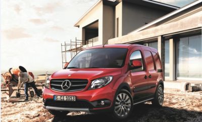 Το Citan Model Year 2017 είναι γεγονός! Βασικά στοιχεία του Citan MY2017 είναι: η βελτιωμένη κατανάλωση καυσίμου, η αναβαθμισμένη ποιότητα κατασκευής, ο ανανεωμένος σχεδιασμός. To Citan για το 2017 αναβαθμίζεται. Το Citan Model Year 2017 είναι γεγονός! Ένα εξαιρετικό προϊόν που συνδυάζει "Εξυπνάδα και Συναίσθημα". Όμορφος, ελκυστικός σχεδιασμός εξωτερικά, με άνετη και λειτουργική καμπίνα εσωτερικά, το χαρακτηριστικό «μικρό» της πόλης από τη Mercedes-Benz επιστρέφει ανανεωμένο! . Τα βασικά στοιχεία του Citan MY2017 είναι η ακόμη χαμηλότερη η κατανάλωση καυσίμου,η αναβαθμισμένη ποιότητα κατασκευής και ο ανανεωμένος σχεδιασμός εξωτερικά & εσωτερικά σε συνδυασμό με την εξαιρετική οδική συμπεριφορά του. Το Citan είναι το ευέλικτο επαγγελματικό όχημα πόλης, ιδανικό για διανομές και ποικίλες αστικές μεταφορές χάρη στο μεγάλο χώρο φόρτωσης που διαθέτει. Η εύκολη φόρτωση και εκφόρτωση περιλαμβάνονται στα δυνατά του σημεία ενώ με μεταφορική ικανότητα έως 3,8 m3 έχει τη δυνατότητα να αντιμετωπίζει την καθημερινότητα με εκπληκτική ευελιξία. Τα τρία διαφορετικά μήκη αμαξώματος καθώς και οι τρεις διαφορετικές εκδόσεις ισχύος κινητήρα, το καθιστούν ιδιαίτερα προσαρμοστικό στις απαιτήσεις του κάθε επαγγελματία. Όσον αφορά στην ασφάλεια, το Citan κάνει τη διαφορά. Με ηλεκτρονικό πρόγραμμα ευστάθειας ADAPTIVE ESP® (Electronic Stability Program), ABS (anti-lock braking system), ASR (acceleration skid control), BAS (hydr.Brake Assist), EBD (electronic brake force distribution) προσφέρει υψηλά επίπεδα ασφάλειας σε όλες τις συνθήκες. Στα προτερήματα του Citan προστίθενται φέτος μία σειρά από αξιόλογες αναβαθμίσεις που το κάνουν ακόμα πιο ελκυστικό και αφορούν: Ποιότητα Κατασκευής : Νέες αισθητικές προσθήκες στο σχεδιασμό του οχήματος με οπτικό πακέτο off-road ή εντυπωσιακά διακοσμητικά στοιχεία στο αμάξωμα. Οικονομία Χρήσης οχήματος : 1. Οικονομία καυσίμου: To Citan ανήκει στους κορυφαίους εκπροσώπους της κατηγορίας του στην οικονομία καυσίμου. To MY2017 έχει ακόμα πιο μειωμένη κατανάλωση καυσίμου έως και 2-3%. 2. Μεγάλα Διαστήματα Συντήρησης: Οι άριστες επιδόσεις του Citan συνδυάζονται με χαμηλά τρέχοντα κόστη. Τα διαστήματα συντήρησης ορίζονται ανά 40.000 km με αποτέλεσμα το συνολικό κόστος χρήσης να ελαττώνεται σημαντικά και η εργασία να συνεχίζεται απρόσκοπτα. Ανανεωμένος Σχεδιασμός : Νέες αισθητικές επιλογές στο εσωτερικό του οχήματος, με δυνατότητα επιλογής κόκκινων ραφών στο τιμόνι, τα καθίσματα και το μοχλό ταχυτήτων ή ακόμα και κόκκινες ή μεταλλικές λεπτομέρειες στον επιλογέα ταχυτήτων, το τιμόνι και τους αεραγωγούς θέρμανσης / ψύξης. Από το σύνδεσμο μπορείτε να λάβετε την αναλυτική περιγραφή των νέων χαρακτηριστικών και φωτογραφικό υλικό του CitanMY2017. Δείτε περισσότερα στο site της Mercedes-Benz Hellas Για περισσότερες πληροφορίες επικοινωνήστε: Mercedes-Benz Ελλάς Α.Ε.Ε. Στέλλα Μάνεση, Vans & Buses Marketing Τηλ.: 210 62 96 578, e-mail: stella.manesi@daimler.com ΠΑΡΑΡΤΗΜΑ: Βασικός και προαιρετικός εξοπλισμός των νέων κωδικών του Citan MY2017: Περιγραφή Κωδικού Βασικός/Προαιρετικός DCT για βενζινοκινητήρες (112) Π DCT για πετρελαιοκινητήρα (111 CDI) Π Εξωτερικό οπτικό πακέτο offroad Design-package εσωτερικού χρώματος Design-package εσωτερικό με χρώμιο 16“- ζάντες αλουμινίου σε γκρί matt Navi-Radio με LINGUATRONIC Black masked headlights Π Π Π Π Β Euro 6c (επιβατικές εκδόσεις ) Euro 6c (επαγγελματικές εκδόσεις) Β Β