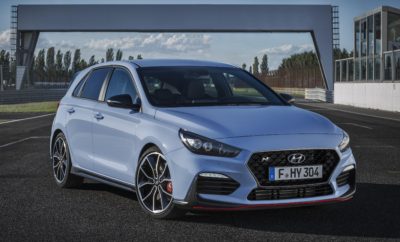 Hyundai i30 “N” Εκπληκτική οδηγική απόλαυση για όλους! • Το i30 N σηματοδοτεί μια νέα εποχή για τη Hyundai Motor - εισάγοντας το πρώτο μοντέλο υψηλών επιδόσεων της σειρά N, κατασκευασμένο για να προσφέρει εκπληκτική οδηγική απόλαυση για όλους • Η σειρά N γεννήθηκε στο Namyang της N. Κορέας και ολοκληρώθηκε στη πίστα Nürburgring. Το 'N' (που εμπνέεται από το σχήμα ενός σικέιν αγωνιστικού περάσματος) αντιπροσωπεύει την ουσία της εξέλιξης των αυτοκινήτων υψηλών επιδόσεων της Hyundai Motor. Το Νέο Hyundai i30 “N” δημιουργήθηκε με την οδηγική συγκίνηση στο επίκεντρο. Γνώμονας δεν ήταν οι τις επιδόσεις σε RPM (Rounds Per Minute - στροφές ανά λεπτό) αλλά σε BPM (driver heart-Beats Per Minute, ήτοι… παλμοί καρδιάς ανά λεπτό). Σε αυτό συντελούν όλα όσα χαρακτηρίζουν το εκρηκτικό νέο μοντέλο: • Υψηλή ισχύς: ο 4-κύλινδρος T-GDI turbo κινητήρας 2.0-λίτρων προσφέρει μέχρι 275 PS και ροπή 353 Nm με υψηλή απόκριση και γραμμική ισχύ εξόδου • Τεχνολογικά χαρακτηριστικά υψηλών επιδόσεων: Electronic Limited Slip Differential, Electronic Controlled Suspension, Rev Matching, Launch Control, ελαστικά High-Performance, lap timer και άλλα. • Υψηλό επίπεδο προσαρμογής: πέντε διαφορετικές λειτουργίες οδήγησης, συμπεριλαμβανομένων των λειτουργιών N και N Custom, προσφέρουν ποικιλία διαφορετικών διαμορφώσεων, από την άνετη καθημερινή μετακίνηση μέχρι τον καθαρόαιμο προσανατολισμό σε αγωνιστικές επιδόσεις. • Ήχος που κτίζει το συναίσθημα και την αδρεναλίνη, χάρη σε ένα μεταβλητό σύστημα βαλβίδων εξαγωγής • Πραγματικός σχεδιασμός επιδόσεων : επιθετικοί εμπρός και πίσω προφυλακτήρες με μεγαλύτερους αεραγωγούς και κόκκινη χαρακτηριστική γραμμή, αεροδυναμική πίσω αεροτομή με τριγωνικό φως πέδησης, εξάτμιση διπλού σιγαστήρα, ζάντες 18 και 19 ιντσών, σπορ καθίσματα, και το χαρακτηριστικό γαλάζιο εξωτερικό χρώμα εμπνευσμένο από την Hyundai Motorsport