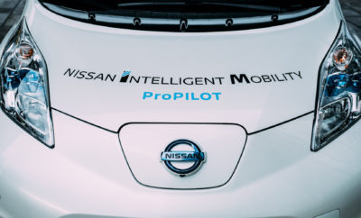 Ντεμπούτο για το νέο Nissan LEAF με ProPILOT Park στις 6 Σεπτεμβρίου. Η Nissan αποκάλυψε ότι το νέο Nissan LEAF θα είναι το πρώτο όχημα στην γκάμα της που θα εφοδιάζεται με το ProPILOT Park. Η συγκεκριμένη τεχνολογία, βοηθά τους οδηγούς να σταθμεύουν με αυτοματοποιημένο τρόπο στα επιλεγμένα σημεία στάθμευσης. Το ProPILOT Park έρχεται για να απελευθερώσει τους οδηγούς από ένα από τα πιο κουραστικά, και κατά καιρούς πιο απαιτητικά, καθήκοντα οδήγησης. Με το συγκεκριμένο σύστημα, ενισχύεται η εμπιστοσύνη του οδηγού για ένα τέλειο παρκάρισμα. Οι αισθητήρες και οι κάμερες στο νέο Nissan LEAF, καθοδηγούν αβίαστα το αυτοκίνητο σε παράλληλο, γωνιακό, εμπρόσθιο ή σε ευθεία σημείο στάθμευσης, βοηθώντας τον οδηγό στην όλη διαδικασία. Ο οδηγός ενεργοποιεί την τεχνολογία σε τρία εύκολα βήματα, παρακολουθεί την περιοχή γύρω από το όχημα και εφαρμόζει τα φρένα εάν αυτό είναι απαραίτητο. Η ανάπτυξη της τεχνολογίας ProPILOT αποτελεί μέρος του Nissan Intelligent Mobility, του οράματος της Nissan για τον τρόπο με τον οποίο τα αυτοκίνητα θα οδηγούνται, κινούνται αλλά και θα ενσωματώνονται στην κοινωνία. Σήμερα, το Nissan LEAF είναι το ηλεκτροκίνητο όχημα με τις περισσότερες πωλήσεις παγκοσμίως, με περισσότερα από 270.000 πωληθέντα αυτοκίνητα. Για τις πιο πρόσφατες πληροφορίες και σχετικές ενημερώσεις, ακολουθήστε το #Nissan #LEAF #ElectrifyTheWorld.