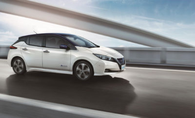 Το νέο Nissan LEAF με τεχνολογία ProPILOT είναι το πιο προηγμένο αμιγώς ηλεκτροκίνητο αυτοκίνητο μαζικής παραγωγής ! Με την αποκάλυψη του νέου Nissan LEAF, του πιο εξελιγμένου αμιγώς ηλεκτροκίνητου οχήματος (EV) στην Ευρώπη, η Nissan δίνει σάρκα και οστά στο όραμα της για την ευφυή κινητικότητα. Κινούμενο αποκλειστικά με ηλεκτρισμό και γεμάτο με έξυπνη τεχνολογία, το νέο Nissan LEAF είναι το πρώτο αυτοκίνητο της φίρμας στην Ευρώπη που θα “αγκαλιάσει” τα πρώιμα βήματα της προηγμένης υποστήριξης του οδηγού. Εμπλουτισμένο με πρωτοποριακές καινοτομίες, όπως το e-Pedal, επιτρέπει στον οδηγό του να οδηγεί και να φρενάρει με έναν εντελώς νέο και απρόσκοπτο τρόπο. Επιπλέον, το νέο Nissan LEAF έχει μεγαλύτερη αυτονομία που φτάνει τα 378 χλμ* με μία μόνο φόρτιση, σκοπεύοντας να κερδίσει τις εντυπώσεις των νέων αγοραστών, με μια πιο κομψή εμφάνιση τόσο μέσα, όσο και από έξω. Το νέο Nissan LEAF θα κυκλοφορήσει στην Ευρώπη στις αρχές του 2018. "Το νέο Nissan LEAF μας οδηγεί στο Nissan Intelligent Mobility, που αποτελεί τον βασικό πυλώνα της στρατηγικής για το μέλλον της μάρκας", δήλωσε ο Hiroto Saikawa, πρόεδρος και διευθύνων σύμβουλος της Nissan. "Το νέο Nissan LEAF, με τη βελτιωμένη αυτονομία του, σε συνδυασμό με την εξέλιξη της αυτόνομης τεχνολογίας κίνησης, όπως το ProPILOT Park και την απλή λειτουργία του e-Pedal, ενισχύει την ηγετική θέση της Nissan στα ηλεκτροκίνητα οχήματα (EVs), καθώς και την επέκταση των EVs σε παγκόσμια κλίμακα. Διαθέτει επίσης τα βασικά πλεονεκτήματα που θα ενσωματωθούν στα μελλοντικά μοντέλα της Nissan." Το Nissan Intelligent Mobility είναι ο “οδικός χάρτης” της μάρκας που επαναπροσδιορίζει το μέλλον της οδήγησης και εστιάζει στον ρόλο ενός αυτοκινήτου που θα είναι κάτι περισσότερο από ένας τρόπος μεταφοράς. Το Nissan Intelligent Mobility καθορίζεται από το πώς οδηγείται το αυτοκίνητο, πώς τροφοδοτείται και πώς ενσωματώνεται στην κοινωνία. Το νέο Nissan LEAF είναι η απτή απόδειξη του Nissan Intelligent Mobility, χάρη στα πρώτο στάδιο της τεχνολογίας ProPILOT που διαθέτει, το προηγμένο αμιγώς ηλεκτροκίνητο σύστημα μετάδοσης κίνησης και τη μοναδική δυνατότητα αμφίδρομης σύνδεσης και τροφοδοσίας με το σύστημα παροχής ηλεκτρικής ενέργειας. Nissan Intelligent Power: e-powertrain Στο επίκεντρο του Nissan Intelligent Power, στο νέο Nissan LEAF, βρίσκεται το e-powertrain, το ηλεκτρονικό σύστημα παραγωγής και μετάδοσης κίνησης, το οποίο προσφέρει βελτιωμένη ενεργειακή απόδοση, αυξημένη ροπή και ισχύ, με περισσότερο δυναμικές επιδόσεις. Το νέο σύστημα μετάδοσης κίνησης συμπληρώνει η μπαταρία ιόντων λιθίου υψηλής τεχνολογίας, η οποία παρέχει αυξημένη ισχύ, όπως και ικανότητα αποθήκευσης της ενέργειας. Μαζί με την ενισχυμένη ενεργειακή απόδοση, το νέο e-powertrain προσφέρει μια εκπληκτική, γραμμική οδηγική απόδοση ισχύος 110 kW. Η ροπή έχει αυξηθεί στα 320 Nm, με αποτέλεσμα τη βελτίωση της επιτάχυνσης. Η βελτιωμένη ακτίνα οδήγησης του νέου Nissan LEAF έχει αυξηθεί σε 378 χλμ (Νέος Ευρωπαϊκός Κύκλος Οδήγησης) με μία μόνο φόρτιση. Για εκείνους που επιθυμούν ακόμα μεγαλύτερη αυτονομία για το νέο τους LEAF, η Nissan θα λανσάρει μια έκδοση με αυξημένη ισχύ κινητήρα και χωρητικότητα μπαταρίας στα τέλη του 2018. Αυτή η έκδοση θα προσφέρει ακόμη μεγαλύτερη αυτονομία, ανάλογα με τις ανάγκες οδήγησης. Nissan Intelligent Driving: τεχνολογία που έχει σχεδιαστεί για να βελτιώνει την οδηγική απόλαυση, να ενισχύει το αίσθημα της ασφάλειας και να μειώνει το στρες Το νέο Nissan LEAF διαθέτει τρεις κύριες νέες ευφυείς τεχνολογίες οδήγησης. Η πρώτη ακούει στο όνομα ProPILOT, το προηγμένο σύστημα υποστήριξης του οδηγού. Χρησιμοποιείται κατά τη διάρκεια οδήγησης σε μια λωρίδα κατεύθυνσης στον αυτοκινητόδρομο, καθιστώντας την οδήγηση ευκολότερη, λιγότερο φορτισμένη και πιο χαλαρωτική. Η δεύτερη είναι το ProPILOT Park, που θα αλλάξει τον τρόπο σκέψης των ανθρώπων σχετικά με τη στάθμευση. Η συγκεκριμένη τεχνολογία, εφόσον ενεργοποιηθεί, αναλαμβάνει τον έλεγχο του συνόλου του συστήματος διεύθυνσης, επιτάχυνσης, πέδησης και επιλογής ταχυτήτων, για αυτόματη καθοδήγηση του αυτοκινήτου στο σημείο στάθμευσης. Κατά συνέπεια, εξαλείφει το άγχος του οδηγού κατά τη στάθμευση προσφέροντας ασφάλεια και ακρίβεια κατά τη διαδικασία. Η τρίτη τεχνολογία, το e-Pedal, είναι κάτι επαναστατικό που αλλάζει τον τρόπο που οδηγούμε. Επιτρέπει στους οδηγούς να εκκινήσουν, να επιταχύνουν, να επιβραδύνουν και να σταματήσουν απλά ρυθμίζοντας το πάτημα στο πεντάλ γκαζιού. Όταν το πεντάλ είναι πλήρως ελεύθερο, το σύστημα ανάκτησης ενέργειας σε συνδυασμό με την πέδηση εφαρμόζεται αυτόματα, φέρνοντας σταδιακά το αυτοκίνητο σε πλήρη στάση. Το αυτοκίνητο διατηρεί τη θέση του, ακόμη και σε απότομες ανηφορικές πλαγιές, μέχρι να πατηθεί ξανά το πεντάλ. Η απόκριση του e-Pedal επιτρέπει στους οδηγούς να μεγιστοποιήσουν την οδηγική απόλαυση, όταν βρίσκονται σε ανοικτό δρόμο. Ωστόσο, το συμβατικό πεντάλ φρένου θα πρέπει να χρησιμοποιείται σε έκτακτες καταστάσεις πέδησης. Nissan Intelligent Integration: σύνδεση της ισχύος της μπαταρίας με τις κοινωνικές υποδομές Το πρωτοποριακό όραμα της Nissan για τις δυνατότητες των ηλεκτρικών οχημάτων δεν σταματά στην τροφοδοσία του νέου Nissan LEAF. Οι μπαταρίες του αυτοκινήτου μπορούν να χρησιμοποιηθούν και ως κινητές συσκευές ενέργειας. Η τεχνολογία οχήματος-πλέγματος (V2G) συνδυάζει την αμφίδρομη φόρτιση επιτρέποντας την πλήρη ενσωμάτωση των ηλεκτρικών οχημάτων στο ηλεκτρικό δίκτυο. Συμβάλλει στη βελτίωση της ικανότητας χειρισμού μη προγραμματιζόμενων ροών ανανεώσιμων πηγών ενέργειας, καθιστώντας τις ανανεώσιμες πηγές ευρύτερα ολοκληρωμένες και προσιτές. Το σύστημα λειτουργεί επιτρέποντας στους ιδιοκτήτες ενός Nissan EV να συνδεθούν στο δίκτυο για να διαδραματίσουν ενεργό ρόλο στις υπηρεσίες του, προσφέροντας παράλληλα την ευκαιρία για μια εναλλακτική πηγή εισοδήματος. Μόλις κλιμακωθεί, η τεχνολογία V2G θα αποτελέσει έναν καταλυτικό παράγοντα στην αγορά ενέργειας, καθώς οι ιδιοκτήτες των ηλεκτρικών οχημάτων της Nissan θα γίνουν ενεργοί παίκτες σε αυτή. Η προσπάθεια για μια πιο βιώσιμη κοινωνία σημαίνει την προσφορά καλύτερων επιλογών κάθε μέρα. Το xStorage, το σύστημα αποθήκευσης ενέργειας, βασίζεται στη συλλογική εμπειρία του ενεργειακού κλάδου για να καταστήσει την οικιακή κατανάλωση ενέργειας πιο αποτελεσματική και πιο βιώσιμη. Το xStorage Home αποθηκεύει ενέργεια στις πιο οικονομικές ώρες της ημέρας, ενώ ελέγχει πώς και πότε χρησιμοποιείται αυτή η ενέργεια, εξοικονομώντας χρήματα στους καταναλωτές και βελτιώνοντας ολόκληρο το ενεργειακό σύστημα. Ενσωματώνει άψογα, σε μια ενιαία μονάδα, όλο το υλικό και το λογισμικό που χρειάζονται για τη διαχείριση και την αποθήκευση της ενέργειας στο σπίτι. Προσανατολισμένο στην παροχή υπηρεσιών Grid, το xStorage Home θα μπορούσε να χρεώσει από το δίκτυο, ή να εκφορτώσει στο δίκτυο, δίνοντας την απαιτούμενη ευελιξία για περαιτέρω αύξηση της χρήσης ενέργειας από ανανεώσιμες πηγές. Οι ιδιοκτήτες του νέου Nissan LEAF θα επωφεληθούν επίσης από ένα νέο interface με μια εφαρμογή για smartphones, που τους επιτρέπει να παρακολουθούν την κατάσταση φόρτισης του οχήματός τους, να βρουν τον πλησιέστερο σταθμό φόρτισης και να προθερμαίνουν ή να ψύχουν το αυτοκίνητο στην ιδανική θερμοκρασία, πριν καν το οδηγήσουν ! Εξωτερική σχεδίαση: κομψή σιλουέτα με σωστή δόση “τεχνολογίας” Ο σχεδιασμός τoυ νέου Nissan LEAF, εκφράζει τη φιλοσοφία της μάρκας για το μέλλον. Η σχεδίαση ήταν εμπνευσμένη από το αυτοκίνητο IDS Concept, το οποίο παρουσιάστηκε για πρώτη φορά στο Σαλόνι Αυτοκινήτου του Τόκιο, το 2015. Το μπροστινό μέρος διαθέτει τη χαρακτηριστική μάσκα V-motion της Nissan, η οποία αντανακλά το DNA που μοιράζεται με τα άλλα κορυφαία μοντέλα της φίρμας, όπως τα Nissan X-Trail και Qashqai. Ωστόσο, το μπλε χρώμα της μάσκας, ένα νέο χαρακτηριστικό υπογραφής για τα ηλεκτροκίνητα οχήματα της Nissan, κάνει το νέο LEAF να ξεχωρίζει. Παράλληλα, η “πλωτή” οροφή προσθέτει στυλ και αίσθηση κίνησης, ενώ οι κομψοί προβολείς LED ενσωματώνουν τον χαρακτηριστικό σχεδιασμό τύπου μπούμερανγκ της Nissan. Εσωτερική διακόσμηση: αίσθηση ασυναγώνιστης ποιότητας για μοναδικό συναίσθημα Το εσωτερικό του νέου Nissan LEAF έχει πλήρως ανασχεδιαστεί, προσφέροντας εκλεπτυσμένη εμφάνιση και αίσθηση. Χάρη στα υλικά υψηλότερης ποιότητας με την τέλεια εφαρμογή και φινίρισμα, “ανυψώνει” την παραμονή του οδηγού και των επιβατών μέσα στο αυτοκίνητο. Ο οδηγός και οι επιβάτες θα εκτιμήσουν δεόντως την χαρακτηριστική “υπογραφή” με την μπλε ραφή στα καθίσματα, στο ταμπλό και στο τιμόνι, όπως και τη νέα όψη της οθόνης TFT 7 ιντσών. Η διάταξη της οθόνης έχει επανασχεδιαστεί για ευκολότερη πρόσβαση σε βασικές λειτουργίες όπως είναι η τεχνολογία Safety Shield, η κατάσταση φόρτισης, το “αποτύπωμα” ισχύος και οι πληροφορίες του συστήματος ήχου και πλοήγησης. Επίσης τα συστήματα Apple CarPlay και Android Auto έχουν προστεθεί στο σύστημα ψυχαγωγίας, στις εκδόσεις με το σύστημα πλοήγησης. Το νέο μοντέλο Nissan LEAF αντικαθιστά επάξια το μοντέλο πρώτης γενιάς, το οποίο έχει γίνει το πιο δημοφιλές ηλεκτρικό όχημα παγκοσμίως. Αξίζει να σημειωθεί ότι περισσότερα από 283.000 αυτοκίνητα έχουν πωληθεί από το 2010, χρονιά στην οποία ξεκίνησε η εμπορική διάθεση του μοντέλου. 2017 Nissan LEAF προδιαγραφές (Ευρωπαϊκό μοντέλο) Προδιαγραφές εν αναμονή της οριστικής έγκρισης Εξωτερικό (mm) Συνολικό μήκος 4,480 Συνολικό πλάτος 1,790 Συνολικό ύψος 1,535/1545 Μεταξόνιο 2,700 Μετατρόχιο εμπρός/πίσω 1,540/1,555 Ελάχιστη απόσταση από το έδαφος 150 Συντελεστής Οπισθέλκουσας (Cd) 0.28 Ελαστικά 205/55R16 ή 215/50R17 Βάρη/ Χωρητικότητα (kg) Απόβαρο (min) 1,535 Χωρητικότητα 5 επιβάτες Μεικτό βάρος οχήματος 1,765-1,795 Μπαταρία Τύπος Li-ion Χωρητικότητα 40kWh Ηλεκτροκινητήρας Ονομασία EM57 Μέγιστη ισχύς 110kw(150ps)/3283~9795rpm Μέγιστη ροπή 320N･m(32.6kgf･m)/0~3283rpm Επιδόσεις Αυτονομία κίνησης 378 km(NEDC) Χρόνος φόρτισης (κανονική φόρτιση) 16 ώρες(3kW) 8 ώρες (6kW) Χρόνος φόρτισης έως 80% (γρήγορη φόρτιση) 40 λεπτά Μέγιστη ταχύτητα 144 km/h