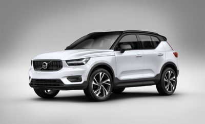 Νέο Volvo XC40 – η αποκάλυψη, στην πρωτεύουσα της μόδας Η Volvo Cars παρουσιάζει το XC40, την ολοκαίνουργια πρότασή της στην κατηγορία των compact premium SUV. Ένα μοντέλο αντισυμβατικό, με παιχνιδιάρικη διάθεση και χαρακτήρα, που αντανακλά την επιθυμία της Volvo Cars να δώσει νέο νόημα και ύφος στην αυτοκινητοβιομηχανία. Για ένα τόσο μοναδικό μοντέλο, η σουηδική μάρκα επιλέγει έναν αντίστοιχα ξεχωριστό χώρο. Στράφηκε στην παγκόσμια πρωτεύουσα της μόδας, το Μιλάνο και προχώρησε στη δημιουργία ενός exclusive σκανδιναβικού οίκου design, στην καρδιά της πόλης, τον οποίο και ονόμασε «80 ώρες του Μιλάνου». Οι 80 ώρες του Μιλάνου υπό την αιγίδα της Volvo Cars, στην Via Amerigo Vespucci στο κέντρο της πόλης, θα παρουσιάσουν 40 από τις πλέον ενδιαφέρουσες μάρκες στο σύγχρονο σκανδιναβικό design, συμπεριλαμβανομένων των Teenage Engineering, POC, Front, Monica Forster, John Sterner και πολλών ακόμη. Κάθε brand συμμετέχει με ένα προσεκτικά επιλεγμένο κομμάτι από τη συλλογή του - με δείγματα που εκτείνονται από τη σκανδιναβική μόδα και το design εσωτερικών χώρων μέχρι τα αξεσουάρ, την τεχνολογία και άλλα. Σε αυτή τη μοναδική συνεύρεση σουηδικού design, η Volvo Cars συμμετέχει με μία παγκόσμια πρεμιέρα: το νέο Volvo XC40! Η άφιξη του XC40 σημαίνει ότι για πρώτη φορά στην ιστορία της η Volvo έχει τρία πολύ φρέσκα, πολύ μοντέρνα SUV διαθέσιμα σε παγκόσμια κλίμακα, τα XC90, XC60 και XC40. Η τόσο ισχυρή παρουσία στην ταχύτερα αναπτυσσόμενη κατηγορία της παγκόσμιας αγοράς αυτοκινήτου, προλειαίνει το έδαφος για περαιτέρω ανάπτυξη όσον αφορά στην κερδοφορία και τις πωλήσεις της. Tο νέο XC40 είναι το πρώτο μοντέλο της Volvo που βασίζεται στη νέα Σπονδυλωτή Κόμπακτ Αρχιτεκτονική - CMA (Compact Modular Architecture), η οποία θα αποτελέσει τη βάση και για τις άλλες εκδόσεις που θα συμπληρώσουν τη Σειρά 40, ανάμεσά τους και πλήρως ηλεκτροκίνητα οχήματα. «Το XC40 αντιπροσωπεύει την πρώτη μας είσοδο στην κατηγορία των compact SUV. Διευρύνει την απήχηση της μάρκας μας και την οδηγεί σε μια νέα κατεύθυνση», δήλωσε ο Χάκαν Σάμουελσον (Håkan Samuelsson), Πρόεδρος και CEO της Volvo Cars. «Αντιπροσωπεύει ένα φρέσκο, δημιουργικό και ξεχωριστό νέο μέλος στη γκάμα της Volvo. Έτσι είναι εντελώς φυσικό να αποκαλύπτουμε το XC40 εδώ, στο Μιλάνο, ένα πολύβουο ευρωπαϊκό κέντρο για τη μόδα, την τέχνη, το design και το lifestyle». Όσον αφορά στην τεχνολογία, το XC40 φέρνει στην κατηγορία των compact SUV τις βραβευμένες τεχνολογίες ασφάλειας, συνδεσιμότητας, πληροφόρησης και ψυχαγωγίας που είναι γνωστές από τις Σειρές 90 και 60. Αυτές οι τεχνολογίες καθιστούν το XC40 ένα από τα καλύτερα εξοπλισμένα compact premium SUV της αγοράς. Εκτός άλλων, τα χαρακτηριστικά ασφαλείας και υποβοήθησης του οδηγού στο XC40 περιλαμβάνουν το Pilot Assist, το σύστημα ημιαυτόνομης οδήγησης της Volvo, την τελευταία γενιά του City Safety, την τεχνολογία Run-off Road Protection για αποτροπή της εξόδου από το δρόμο ή μετριασμό των συνεπειών της καθώς και κάμερα 360 μοιρών που βοηθά τον οδηγό σε μανούβρες σε μικρούς χώρους στάθμευσης. Αξίζει να τονιστεί ότι το XC40 διαθέτει και το σύστημα Cross Traffic Alert το οποίο χρησιμοποιεί αισθητήρες ραντάρ στο πίσω μέρος του αυτοκινήτου για να ελέγχει την κάθετα διερχόμενη κυκλοφορία κατά την κίνηση με όπισθεν-έξοδο από χώρο στάθμευσης και να προειδοποιεί τον οδηγό για τυχόν διέλευση άλλου οχήματος. Πλέον, το σύστημα διαθέτει και αυτόματο φρενάρισμα για την αποτροπή μίας ενδεχόμενης σύγκρουσης. Το XC40 προσφέρει επίσης μια ριζικά διαφορετική προσέγγιση στην αποθήκευση μέσα στο αυτοκίνητο. Η ευφυής εσωτερική σχεδίαση εξασφαλίζει στους οδηγούς του XC40 περισσότερο λειτουργικό χώρο αποθήκευσης στις πόρτες και κάτω από τα καθίσματα, έναν ειδικό χώρο για κινητά τηλέφωνα, συμπεριλαμβανομένης παροχής ασύρματης φόρτισης, έναν πτυσσόμενο γάντζο για μικρές τσάντες κι ένα αφαιρούμενο καλαθάκι άχρηστων αντικειμένων στην κονσόλα του τούνελ. Το XC40 θα διατίθεται με μία πληθώρα από βενζινοκινητήρες και πετρελαιοκινητήρες, της οικογένειας προηγμένων κινητήριων συστημάτων της Volvo με την ονομασία Drive-E. Θα υπάρξουν και υβριδικές και αμιγώς ηλεκτρικές εκδόσεις ενώ στο XC40 η Volvo Cars θα παρουσιάσει για πρώτη φορά και το νέο τρικύλινδρο κινητήρα της. Η παραγωγή του νέου XC40 ξεκινά το Νοέμβριο στο εργοστάσιο της Volvo Cars, στο Γκεντ του Βελγίου, ενώ στην Ελλάδα το XC40 αναμένεται την Άνοιξη του 2018.