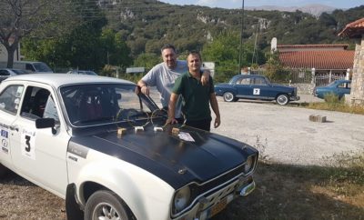 Κατοχιανός-Ράλλης οι Νικητές του 2ου Rally Regularity Σικιωνιών 2017 Με μεγάλη επιτυχία ολοκληρώθηκε την Κυριακή 10 Σεπτέμβρη 2017 το 2ο Rally Regularity ΣΙΚΥΩΝΙΩΝ 2017 ,οργανωτής η Αγωνιστική Λέσχη Αυτοκίνητου Κορινθίας με την αρωγή της Scuderia Triskelion και την στήριξη του Δήμου Σικυωνίων. Από τα 51 πληρώματα που δηλώσαν συμμετοχή, στην γραμμή της εκκίνησης στο Δημαρχείο Κίατου βρέθηκαν 48 , εκκίνηση έδωσε ο Δήμαρχος Σικυωνιών , Σπύρος Σταματόπουλος, που δήλωσε ενθουσιασμένος με την ιδέα της διοργάνωσης τέτοιων αγώνων στον Δήμο του . Οι αγωνιζόμενοι ταξίδεψαν για 160χιλ στις ομορφιές της ορεινής Κορινθίας ενώ πέρασαν και από 8 ΕΔΑ με 11 χρονομετρήσεις , σχεδιασμένες από τον ειδικό στο είδος Γιάννη Καράμπελα , για να τερματίσουν το απόγευμα στο Καρτέρι Κορινθίας. Ενδιάμεσος σταθμός τα όμορφα Τρίκαλα που έγινε η ανασυγκρότηση . Το Δ.Σ της Α.Λ.Α.Κορινθίας και η οργανωτική επιτροπή του 2ου Rally Regularity Σικιωνίων 2017 στηρίζει τις πρωτοβουλίες και δράσεις του Ινστιτούτου Οδικής Ασφάλειας > ΙΟΑΣ , έτσι θέλοντας να προβάλουμε και να αναδείξουμε την πολύ σοβαρή προσπάθεια του ΙΟΑΣ , αποφασίσαμε την τοποθέτηση του σήματος του Ινστιτούτου στα αυτοκίνητα που συμμετείχαν στον αγώνα μας . Στο αγωνιστικό μέρος τώρα , Μεγάλοι νικητές της Γενικής Κατάταξης του 2ο Rally Regularity ΣΙΚΥΩΝΙΩΝ 2017 ήταν οι Κατοχιανός Γεράσιμος – Ράλλης Βαγγέλης οδηγώντας ένα Ford Escort MKI (1975), στην 2η θέση τερμάτισαν οι επικεφαλής της Βαθμολογίας του Πρωταθλήματος Οικονόμου Γιώργος – Οικονόμου Νίκος με Ford Escort MKI (1978) και στην 3η θέση οι Αλιμπέρτης Πέτρος – Κανέλλη Βασιλική με Honda CRX (1990) . Στην κατηγορία EF, νικητές αναδείχτηκαν οι Δρύς Άγγελος- Κορωναιος οδηγώντας με ακρίβεια μια MERCEDES BENZ 180 PONTON (1963), 2οι οι Μπελεχρής Σοφοκλής-Αμπος Ναταλία με MERCEDES ΒENZ E220 (1964) και 3οιη οικογένεια Φαρμάκη με την εντυπωσιακή Volvo 122 Amazon (1964).) Tην κατηγορία G κέρδισαν οι Φούφας Tόλης – Βαλιμήτη Γεωργία με Ford Taunus GT (1971) στην 2η θέση οι Tσιόγκας Χρήστος- Ντακοβάνος Φάνης με Ford Cortina MKII Deluxe (1967) και 3οι οι Λιάκος Λευτέρης- Πασχαλίδου Θεοδώρα με Triumph Spitfire (1967) . Στην Η νικητές οι πρώτοι της Γενικής, Κατοχιανός Γεράσιμος – Ράλλης Βαγγέλης οδηγώντας ένα Ford Escort MKI (1975), 2οι οι Δούρος Αναστάσιος- Μποζιονέλος Γιώργος οδηγώντας BMW 1502 (1975) και στην 3η θέση οι Kοσμας Πρόδρομος – Κολιούση Μαρία με Ford Escort MKI (1974). Την κατηγορία Ι κέρδισαν οι 2οι Γενικης Οικονόμου Γιώργος – Οικονόμου Νίκος με Ford Escort MKI (1978) ,2οι οι Σελλής Σωτήρης – Αλεφράγκης Κωνσταντίνος με Datsun Violet( 1981) και στην 3η θέση οι Πιρπυρης Κώστας- Μπακατσέλος Σπύρος με Ford Cortina MKII (1979). Στην κατηγορία J1 την καλύτερη επίδοση έκαναν οι Τσιλαβλης Σάββας- Δημόπουλος Γιώργος με Μini Couper 1000 (1975) ,2oι οι Δαρζεντας Νικος- Δόγια Δέσποινα με Τoyota Corolla (1982) και 3η οι Δαραβίγκας Παναγιώτης-Καραχοτζίτη Γεωργία με Τoyota Starlet ( 1983 Tέλος την J2 , κέρδισαν οι Αλιμπέρτης Πέτρος – Κανέλλη Βασιλική με Honda CRX (1990), που ήταν και 3ηΓενικής. Στην 2η θέση οι Κίσσας Κώστας – Ρεκκας Πανάγγελος με Lancia Delta Integrale(1990) και 3οι οι Μουζάκης Παναγιώτης – Ρουμελίωτη Φανή με BMW 318 IS (1990). Οι νικητές από τα μέλη της Α.Λ.Α.Κορινθίας ήταν οι Φούφας Tόλης – Βαλιμήτη Γεωργία με Ford Taunus GT , Κίσσας Κώστας – Ρεκκας Πανάγγελος με Lancia Delta Integrale(1990) και Βορτελίνος Ανδρέας – Μπίζιου Γεωργία με BMW 1602 (1973). Το μικρότερο σε κυβικά αυτοκίνητο ήταν το Citroen 2CV (1975) με τους Κουρή Ηλία και Παναγιώτου Γιώργο. Πρώτοι από την ομάδα της Αsimakis , οι Κόπελας Βασίλης – Κουτσογιαννη Μάτα με VW Beetle ( 1969) , αξίζει να σημειώσουμε ότι ο οδηγός ταξίδεψε από το Βέλγιο να για πάρει μέρος στον αγώνα . Από ακόμα μακρύτερα ταξίδεψαν ( Σαουδική Αραβία) οι Παρασκευαιδης Σταύρος & Ειρήνη με BMW 1602 (1972). Η Α.Λ.Α.Κορινθίας και η οργανωτική επιτροπή του αγώνα ευχαριστεί όλους τους συμμετέχοντες,που μας τίμησαν με την συμμετοχής τους,τον Δήμο Σικυωνίων , τους χορηγούς του αγώνα ΑΣΗΜΑΚΗΣ Ανταλλακτικά & το ΙΚΤΕΟ Κιάτου,τους υποστηρικτές Phoenix Beachside Condos , τα ελαστικά Σταυρου , Service Kefalas, Δωδώνη Κιάτου και την ομάδα της Scuderia Triskelion για την βοήθεια και υποστήριξη .