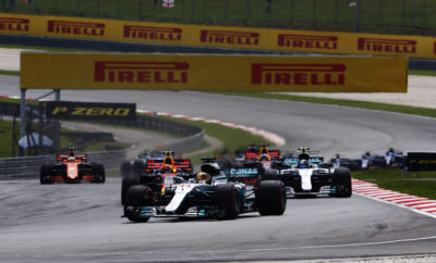 Ο οδηγός της Red Bull, Max Verstappen κέρδισε στο Grand Prix της Μαλαισίας εκκινώντας από τη δεύτερη σειρά της εκκίνησης. Ο Ολλανδός έκανε μια αλλαγή ελαστικών από πολύ μαλακή σε μαλακή γόμα. Αυτή τη στρατηγική υιοθέτησαν όλοι οι πρωτοπόροι με μια μόνο αξιοσημείωτη εξαίρεση: Τον οδηγό της Ferrari, Sebastian Vettel, ο οποίος εξαπέλυσε μια φοβερή αντεπίθεση από την τελευταία θέση που εκκινούσε μέχρι την τέταρτη θέση που τερμάτισε. Ο Γερμανός εκκίνησε με τη μαλακή γόμα, προσπάθησε και κέρδισε θέσεις προτού βάλει την ταχύτερη πολύ μαλακή γόμα στον 28ο γύρο. Στον ίδιο γύρο ο Verstappen άλλαξε από πολύ μαλακή σε μαλακή γόμα. Ο Vettel αξιοποίησε την έξτρα ταχύτητα της πολύ μαλακής γόμας για να τερματίσει τελικά στην 4η θέση. MARIO ISOLA – ΕΠΙΚΕΦΑΛΗΣ ΑΓΩΝΩΝ ΑΥΤΟΚΙΝΗΤΟΥ “Οι ελεύθερες δοκιμές επηρεάστηκαν από τον καιρό και μια κόκκινη σημαία οπότε οι ομάδες την ώρα του αγώνα, ακόμη υπολόγιζαν πόσο φθείρονται τα ελαστικά στις μεγάλες αποστάσεις. Αυτή ήταν η κύρια πρόκληση στον αγώνα. Επιπλέον οι θερμοκρασίες οδοστρώματος – 40 βαθμούς Κελσίου – ήταν σχετικά χαμηλές για τα δεδομένα της Μαλαισίας οπότε η φθορά ήταν χαμηλή και για τις δυο γόμες. Έτσι τα μέρη αγώνα μπορούσαν να μεγαλώσουν. Όλοι οι πρωτοπόροι επέλεξαν την ίδια στρατηγική μιας αλλαγής από πολύ μαλακή σε μαλακή γόμα. Ένα από τα εντυπωσιακά σημεία του αγώνα ήταν η προσπάθεια του Vettel ν’ ανέβει από την τελευταία θέση υιοθετώντας μια εναλλακτική στρατηγική, εκκίνησε με τη μαλακή γόμα. Ο οδηγός της Force India, Esteban Ocon αναγκάστηκε ν’ αλλάξει ελαστικά στην αρχή λόγω κλαταρίσματος που προήρθε από επαφή με άλλο μονοθέσιο: Έβαλε τη μαλακή γόμα στον 3ο γύρο και τερμάτισε μ’ αυτή τον αγώνα. ΤΑΧΥΤΕΡΟΙ ΧΡΟΝΟΙ ΑΝΑ ΓΟΜΑ - Hamilton 1m34.452s Vettel 1m34.080s - Verstappen 1m34.467s Hulkenberg 1m34.266s - Ricciardo 1m34.770s Grosjean 1m35.796s ΜΕΓΑΛΥΤΕΡΗ ΑΠΟΣΤΑΣΗ ΑΝΑ ΓΟΜΑ ΓΟΜΑ ΟΔΗΓΟΣ ΓΥΡΟΙ ΜΕΣΗ - - ΜΑΛΑΚΗ Ocon 53 ΠΟΛΥ ΜΑΛΑΚΗ Perez 30 ΜΕΤΡΗΤΗΣ ΑΛΗΘΕΙΑΣ Ο Verstappen κέρδισε στον αγώνα των 56 γύρων ακολουθώντας στρατηγική μιας αλλαγής ελαστικών όπως αναμένονταν. Στον 28ο γύρο έβγαλε τη πολύ μαλακή γόμα και έβαλε τη μαλακή γόμα. Αυτό έγινε πιο αργά απ’ ότι εκτιμούσαμε λόγω των χαμηλών επιπέδων, πτώσης απόδοσης των ελαστικών. Εντελώς τυχαία, στον ίδιο γύρο ο Vettel που επίσης ακολουθούσε στρατηγική μιας αλλαγής έβγαλε τη μαλακή και έβαλε την πολύ μαλακή γόμα.
