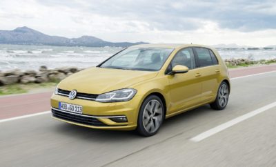 Νέο Volkswagen Golf TGI με φυσικό αέριο CNG - Η απόλυτα ολοκληρωμένη πρόταση για κορυφαία οικονομία χρήσης» • Κινητήρας διπλού καυσίμου, φυσικού αερίου κίνησης CNG και βενζίνης • Εξαιρετικά εντυπωσιακή αυτονομία, 430 χλμ. με φυσικό αέριο, 1.300 χλμ. συνολικά • Χαμηλή κατανάλωση, με κόστος κίνησης μόλις 3 €/100 χλμ. • Εκπομπές ρύπων CO2 95 - 98 (g/χλμ.) Το νέο Golf TGI συνδυάζει ιδανικά όλα τα πλεονεκτήματα του Golf - του πιο εξελιγμένου αυτοκινήτου της κατηγορίας - με την κορυφαία τεχνολογία σε κινητήρες φυσικού αερίου CNG. Η Volkswagen διαθέτει περισσότερα από 20 έτη εμπειρίας στην κατασκευή αυτοκινήτων με καύσιμο το φυσικό αέριο CNG προσφέροντας στους κατόχους εξαιρετικά χαρακτηριστικά λειτουργίας και ασύγκριτη οικονομία στην χρήση. Ο σύγχρονος κινητήρας φυσικού αερίου 1.395 κ.εκ. αποδίδει 110 PS (81 kW) με μέγιστη απόδοση ροπής 200 Nm από τις 1.500 έως τις 3.500 σ.α.λ. Η επιτάχυνση 0-100 χλμ./ώρα ολοκληρώνεται σε 10,6’’ με τελική ταχύτητα 195 χλμ./ώρα. Όμως το πλέον εντυπωσιακό στοιχείο του συγκεκριμένου μοντέλου είναι η μέση κατανάλωση, η οποία ανέρχεται σε μόλις 3,5 κιλά φυσικού αερίου / 100 χλμ., δηλαδή κόστος 3 € / 100 χλμ.! Ο κινητήρας λειτουργεί κατά προτεραιότητα με φυσικό αέριο κίνησης το οποίο αποθηκεύεται υπό συνθήκες υψηλής πίεσης σε δύο φιάλες φυσικού αερίου CNG χωρητικότητας 7,5 κιλών η κάθε μία (σύνολο 15 κιλά) ενώ η δεξαμενή βενζίνης διατηρείται στα 50 λίτρα. Χάρη στο συνδυασμό των δύο πηγών ενέργειας προκύπτει μία εξαιρετικά εντυπωσιακή συνολική τιμή αυτονομίας η οποία ξεπερνάει τα 1.300 χλμ. εκ των οποίων τα 430 χλμ. με φυσικό αέριο. Η εναλλαγή των δύο καυσίμων γίνεται αυτόματα και χωρίς να γίνεται ουσιαστικά αντιληπτή από τον οδηγό ενώ ο πίνακας οργάνων διαθέτει ένδειξη καυσίμου τόσο για το CNG όσο και για τη βενζίνη. Ο κινητήρας 1.4 TGI 110 PS συνδυάζεται με 6-τάχυτο μηχανικό κιβώτιο ταχυτήτων ή με το αυτόματο κιβώτιο διπλού συμπλέκτη DSG 7 σχέσεων. Το νέο Golf TGI διατίθεται αποκλειστικά σε 5θυρο αμάξωμα και είναι διαθέσιμο στην ελληνική αγορά με τιμή από 21.800€.