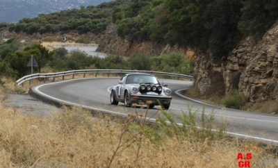 ΔΕΛΤΙΟ ΤΥΠΟΥ O Ac3 (Argolis Classic Car Club) σε συνδιοργάνωση με την Κοινωφελή Επιχείρηση του Δήμου Άργους- Μυκηνών και επίκεντρο την Αργολίδα, πραγματοποίησε το 12ο Πολιτιστικό-Ιστορικό ΡΑΛΛΥ ΔΑΝΑΩΝ το Σάββατο 30 Σεπτεμβρίου και την Κυριακή 01 Οκτωβρίου 2017, εκδήλωση που συμπεριλαμβάνεται στο Πανελλήνιο Πρωτάθλημα Regularity της Ελληνικής Ομοσπονδίας ΦΙΛ.Π.Α. Η εκκίνηση της 1ης ημέρας δόθηκε στα πληρώματα από τα Δερβενάκια (café ΕΝΟΔΙΟΝ) και μέσω Αχλαδοκάμπου έφτασαν για ανασυγκρότηση στον Άγιο Πέτρο Κυνουρίας όπου τα όμορφα κλασσικά οχήματα έγιναν αντικείμενο θαυμασμού από τους κατοίκους. Η επανεκκίνηση του 1ου σκέλους περιελάμβανε γραφικές διαδρομές στο όρος Πάρνωνα, διέλευση από το Άστρος και κατέληξε στην Νέα Κίο Αργολίδας, όπου αυτοκίνητα και πληρώματα παρατάχθηκαν για φωτογράφηση στο λιμάνι. Η εκκίνηση της 2ης ημέρας δόθηκε την Κυριακή στις 10:30 από το ίδιο σημείο με κατεύθυνση προς τα όρη Αρτεμίσιο και Λύρκειο μέσα από εξ ίσου γραφικές διαδρομές και μετά από 2 ½ ώρες πραγματοποιήθηκε ο τερματισμός στην Πλατεία Δημοκρατίας Άργους. Μετά από 305 αγωνιστικά χλμ. 14 Ειδικές Δοκιμασίες Ακριβείας και 27 χρονομετρήσεις, αναδεικνύονται οι ακριβέστεροι όλων, τρείς πρώτοι νικητές: 1. Κονταράτος Θ. - Ιατρίδης Ι. / Porsche 911 SC / 1982 / 2994cc 2. Μουστάκας Σ. - Μουστάκας Ν. / Alfa Romeo Alfasud / 1978 / 1490cc 3. Καραδήμας Δ. - Μπουλούκου Β. / Innocenti Mini Cooper / 1975 / 1275cc Ακολούθησε γεύμα σε ευχάριστη ατμόσφαιρα και απονομή επάθλων στους «Στρατώνες Καποδίστρια», όπου πλέον της βράβευσης των νικητών και διακριθέντων, απονεμήθηκαν και αναμνηστικά στους μικρούς συνοδηγούς που έλαβαν μέρος στην εκδήλωση. Aξιοσημείωτη είναι η απονομή του επάθλου ¨ΕΥ ΑΓΩΝΙΖΕΣΘΑΙ¨ σε 2 πληρώματα, τα οποία διέκοψαν την προσπάθεια τους για διάκριση, προκειμένου να βοηθήσουν άλλο πλήρωμα που χρειάστηκε βοήθεια. Η Οργανωτική Επιτροπή είχε θέσει ως στόχο να σχεδιάσει μία εκδήλωση, με ασφαλείς όμορφες σβέλτες διαδρομές συνδυασμένες με οδηγική απόλαυση, ειδικές δοκιμασίες που απαιτούσαν βασικό εξοπλισμό, ταχεία έκδοση αποτελεσμάτων και κατάφερε να αποσπάσει τα ευμενή σχόλια των περισσοτέρων συμμετεχόντων που πέρασαν ένα ευχάριστο Σαββατοκύριακο. Η καλύτερη ανταμοιβή για την λέσχη που θεωρεί όλα τα πληρώματα φίλους και φιλοξενούμενους της, είναι ότι αναχώρησαν χαμογελαστά ανεξαρτήτως αποτελέσματος με την ικανοποίηση στα πρόσωπα τους, καθώς συμμετείχαν σε μία εκδήλωση πού κάλυψε τις προσδοκίες τους. Ευχαριστούμε θερμά τον Δήμο Άργους-Μυκηνών, την Κ.Ε.Δ.Α.Μ, τους χορηγούς και υποστηρικτές μας για την άψογη συνεργασία και την http://www.sportstiming.gr/ για την ταχεία έκδοση και διαρκή φιλοξενία των αποτελεσμάτων. Ευχαριστούμε επίσης τα μέλη και τους φίλους της λέσχης, καθώς και τα μέλη των λεσχών ΦΙΛ.Π.Α και Σ.Ι.Σ.Α που μας τίμησαν με τη συμμετοχή τους. Οι κατά γενική ομολογία επιτυχημένες εκδηλώσεις του AC3, δίνουν διάθεση και κίνητρο στα μέλη της λέσχης να προσπαθήσουν στο μέλλον για τα καλύτερα. Φωτογραφίες από την εκδήλωση στην ιστοσελίδα του AC3 http://www.ac3.gr/PhotoAlbum.php και στο https://www.facebook.com/pages/AC3/78582657598 ΟΡΓΑΝΩΤΙΚΗ ΕΠΙΤΡΟΠΗ AC3