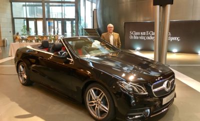 Η Mercedes-Benz συμπληρώνει την οικογένεια E-Class με τη νέα E-Class Cabrio. Το ανοικτό τετραθέσιο με την κλασική υφασμάτινη μαλακή οροφή συνδυάζει τη λιτή, αισθησιακή σχεδίαση με την υψηλή άνεση για τέσσερις επιβάτες σε μεγάλες διαδρομές και την τεχνολογία αιχμής. Περιλαμβάνει την πλήρη ενσωμάτωση smartphone με ασύρματη φόρτιση και λειτουργία κλειδιού, κόκπιτ ευρείας οθόνης και τα πιο καινούρια συστήματα υποβοήθησης. Πανίσχυροι κινητήρες και συστήματα άνετης ανάρτησης διασφαλίζουν μία οδηγική εμπειρία σπορ πολυτέλειας. Στον βασικό εξοπλισμό, η cabrio έκδοση εξοπλίζεται επίσης με το σύστημα αυτόματου αλεξήνεμου AIRCAP ενώ προεραιτικά μπορεί να επιλεχθεί και το σύστημα θέρμανσης αυχένα AIRSCARF – για περισσότερη άνεση κατά την οδήγηση με ανοικτή οροφή. Για πρώτη φορά, το Cabrio διατίθεται και με τετρακίνηση 4MATIC. Δελτίο Τύπου 31 Οκτωβρίου 2017 Το νέο μοντέλο cabrio είναι το πέμπτο και νεότερο μέλος της οικογένειας E-Class της Mercedes-Benz, η οποία ανανεώθηκε εξολοκλήρου μέσα σε διάστημα ενός έτους. Ταυτόχρονα, η μάρκα με το αστέρι συνεχίζει την παράδοση των κορυφαίων cabrio με την κλασσική υφασμάτινη μαλακή οροφή. «Το πάθος για ιδιαίτερα αυτοκίνητα, το οποίο μας ενώνει με τους πελάτες μας, αντανακλάται μοναδικά στη νέα E-Class Cabrio. Είναι ένα αυτοκίνητο που δίνει νέα διάσταση στην ελευθερία, την άνεση και την πολυτέλεια,» λέει η Britta Seeger, Μέλος του Διοικητικού Συμβουλίου της Daimler AG, υπεύθυνη του τμήματος Μάρκετινγκ & Πωλήσεων Mercedes-Benz Cars. Με κλειστή οροφή, η E-Class Cabrio έχει παρόμοια σιλουέτα με εκείνη της E-Class Coupé και επιδεικνύει τις ίδιες εκφραστικές αναλογίες. Οι στενοί δεσμοί των δύο μοντέλων είναι επίσης εμφανείς στη λιτή σχεδίαση με έμφαση στις επιφάνειες με καθαρές γραμμές και αισθησιακές καμπύλες. Η σχεδιαστική γραμμή της, αισθησιακή και ταυτόχρονα μοντέρνα, αντιπροσωπεύει την κομψότητα και την ευφυΐα. Αυτό είναι το καθοριστικό γνώρισμα του Cabrio , το οποίο αποπνέει ένα μοναδικό χαρακτήρα - ειδικά με ανοικτή οροφή. Το εντυπωσιακό μπροστινό τμήμα με χαμηλά τοποθετημένη μάσκα ψυγείου diamond και κεντρικά ενσωματωμένο το αστέρι, προβολείς LED High Performance (ή προαιρετικά προβολείς MULTIBEAM LED υψηλής ανάλυσης), το μακρύ καπό κινητήρα με power domes και τα πλήρως βυθιζόμενα πλαϊνά παράθυρα υπογραμμίζουν το δυναμισμό του Cabrio. Η κομψά σχεδιασμένη μαλακή οροφή με γυάλινο πίσω παρμπρίζ ενσωματώνεται αρμονικά στο μυώδες πίσω τμήμα. Οι επιμηκυμένοι, αισθησιακά σμιλευμένοι ώμοι και τα επίπεδα πίσω φώτα LED δύο τμημάτων τονίζουν τον σπορτίφ χαρακτήρα του τετραθέσιου. Επιπλέον, όταν είναι αναμμένα, τα πίσω φώτα θυμίζουν τη λάμψη που αφήνει πίσω του ένας αεριωθούμενος κινητήρας. Ένα νέο χαρακτηριστικό είναι το φωτεινό θέαμα που δημιουργούν τα πίσω φώτα όταν ο οδηγός απομακρύνεται ή πλησιάζει το αυτοκίνητο. Με ανοικτή οροφή, αναδεικνύεται η αρμονία μεταξύ της εσωτερικής και της εξωτερικής σχεδίασης, υπογραμμίζοντας μοναδικά τις υψηλής ποιότητας λεπτομέρειες. Το διακοσμητικό πλαίσιο στην κολόνα A και το μπροστινό παρμπρίζ μαζί με τη διακοσμητική λωρίδα στη βάση των παραθύρων και τη φαρδιά διακοσμητική λωρίδα γύρω από τη θήκη της μαλακής οροφής, δημιουργούν ένα χαρακτηριστικό οπτικό στοιχείο από ανοδιωμένο, στιλπνό αλουμίνιο (AMG Line σε ματ αλουμίνιο). Το τρίτο φως φρένων με φακό καθαρού κρυστάλλου ενσωματώνεται αρμονικά σε αυτό το πλαίσιο. Η κατά 15 χιλιοστά χαμηλωμένη ανάρτηση σε σύγκριση με το saloon τονιζει επίσης τον πολυτελή σπορ χαρακτήρα της E-Class Cabrio. Έτσι, διατηρεί το αθλητικό της παράστημα σε συνδυασμό με τους τροχούς 18 ιντσών του βασικού εξοπλισμού. Υφασμάτινη μαλακή οροφή premium κατηγορίας Η υφασμάτινη μαλακή οροφή διατίθεται σε σκούρο καφέ, σκούρο μπλε, σκούρο κόκκινο ή μαύρο. Η πλήρως αυτόματη, ηχομονωτική υφασμάτινη μαλακή οροφή περιλαμβάνεται στο βασικό εξοπλισμό. Η πολυστρωματική δομή της με υπερσύγχρονη μόνωση μειώνει τους αεροδυναμικούς θορύβους και τους θορύβους οδήγησης, γεγονός που επιτρέπει στους επιβάτες να κουβεντιάζουν ήρεμα στο εσωτερικό ακόμη και με υψηλές ταχύτητες οδήγησης. Η δομή της μαλακής οροφής διασφαλίζει επίσης εξαιρετική άνεση κλιματισμού, κάνοντας απολαυστική την οδήγηση του cabrio όλο το χρόνο. Προερχόμενη από την S-Class Cabrio, η μαλακή οροφή πληροί επίσης τις υψηλότερες προδιαγραφές ανθεκτικότητας και λειτουργίας. Ανοίγει και κλείνει πλήρως σε 20 δευτερόλεπτα με ταχύτητα οδήγησης έως 50 km/h. Αφού ανοίξει, διπλώνεται αθόρυβα και εξαφανίζεται μέσα στην ειδική θήκη στο πορτμπαγκάζ. Ένα ανασυρόμενο κάλυμμα χωρίζει τη μαλακή οροφή από τον υπόλοιπο χώρο του πορτμπαγκάζ. Χάρη στον πλήρως ηλεκτρικό χειρισμό που περιλαμβάνεται στο πακέτο άνεσης cabrio, ο οδηγός δεν χρειάζεται να σταματά, για να χειρίζεται το διαχωριστικό του πορτμπαγκάζ. Η χωρητικότητα 385 λίτρων του πορτμπαγκάζ (310 λίτρα με ανοικτή οροφή) είναι απολύτως ικανοποιητική για υψηλά επίπεδα καθημερινής πρακτικότητας. Οι ολοκαίνουριες διαιρούμενες πλάτες των πίσω καθισμάτων σε αναλογία 50:50 δημιουργούν ένα διαμπερή χώρο φόρτωσης στο εσωτερικό – άλλο ένα πλεονέκτημα καθημερινής πρακτικότητας. Εσωτερικό - αριστοκρατικό στυλ και σπορ πολυτέλεια Το εσωτερικό της νέας E-Class Cabrio έχει καθαρή και λιτή σχεδίαση. Το επάνω τμήμα του ταμπλό οργάνων μοιάζει να αιωρείται επάνω στον γενναιόδωρο διάκοσμο που εκτείνεται μέχρι και τις δύο μπροστινές πόρτες. Τα εξαιρετικά, υψηλής ποιότητας υλικά και η αριστοτεχνική κατεργασία τονίζουν τον σπορ και κομψό χαρακτήρα του αυτοκινήτου και αποπνέουν μία άκρως αριστοκρατική ατμόσφαιρα. Δύο προαιρετικά διαθέσιμες οθόνες υψηλής ευκρίνειας 12,3 ιντσών (31,2 cm, ανάλυση 1920 x 720), μοναδικές σε αυτή την κατηγορία, τοποθετούνται πίσω από ένα ενιαίο κρύσταλλο δημιουργώντας μία ευρεία οθόνη που μοιάζει να αιωρείται στον αέρα, αλλά ταυτόχρονα ενσωματώνεται ομαλά ανάμεσα στο επάνω και το κάτω τμήμα του ταμπλό. Ο οδηγός μπορεί να επιλέξει ανάμεσα σε τρία στυλ για τα εικονικά όργανα του πίνακα οργάνων: "Classic", "Sport" και "Progressive". Το βασικό μοντέλο συνδυάζει δύο στρογγυλά όργανα και μία έγχρωμη οθόνη 7 ιντσών στον πίνακα οργάνων (17,8 cm, ανάλυση 1000 x 600 pixel) με μία κεντρική οθόνη 8,4 ιντσών (21,3 cm, ανάλυση 960 x 540 pixel). Τα στρογγυλά όργανα, ο πίνακας οργάνων και η κεντρική οθόνη τοποθετούνται σε ένα ενιαίο πλαίσιο με εμφάνιση γυαλιστερή λάκας πιάνου. Σαφή σπορτίφ πινελιά προσθέτουν τα στόμια αεραγωγών σε Silvershadow και σχήμα εμπνευσμένο από τους στροβιλοκινητήρες. Ο οδηγός έχει πολλές επιλογές για το χειρισμό του πίνακα οργάνων, του συστήματος πολυμέσων και των υπόλοιπων λειτουργιών: πλήκτρα touch control στο τιμόνι για χειρισμό αφής, ένα touchpad που αναγνωρίζει τη γραφή με το χέρι, το χειριστήριο ελέγχου στην κεντρική κονσόλα, το σύστημα φωνητικών εντολών LINGUATRONIC και τα πλήκτρα άμεσης πρόσβασης, π.χ. για τον έλεγχο του κλιματισμού και για την ενεργοποίηση και απενεργοποίηση ορισμένων συστημάτων υποβοήθησης του οδηγού. Τα πρωτοποριακά και πολυτελή καθίσματα και για τους τέσσερις επιβάτες είναι ανεξάρτητα και με έντονα σπορ χαρακτήρα. Τα σπορ καθίσματα με ενιαία εμφάνιση διαθέτουν σταθερή πλευρική στήριξη, απολύτως ενσωματωμένα προσκέφαλα και προαιρετικό σύστημα θέρμανσης αυχένα AIRSCARF. Στο βασικό εξοπλισμό περιλαμβάνονται μηχανισμοί προώθησης ζώνης ασφαλείας στα μπροστινά καθίσματα που βοηθούν τους επιβάτες να δένουν τη ζώνη ασφαλείας τους. Τα πίσω καθίσματα παρέχουν πλέον τη δυνατότητα διαμπερούς φόρτωσης ως βασικό εξοπλισμός και είναι θερμαινόμενα, επιβεβαιώνοντας την καταλληλότητα του αυτοκίνητου για χρήση όλο το χρόνο ως κανονικό τετραθέσιο. Τα ευγενή υλικά και οι μοντέρνοι χρωματικοί συνδυασμοί προσφέρουν μία αίσθηση σύγχρονης, σπορ πολυτέλειας. Οι όμορφες επενδύσεις σε συνδυασμό του μπλε yacht με μπεζ macchiato προσδίνουν στο cabrio μία μοντέρνα, αποκλειστική αίσθηση θαλαμηγού. Ο προαιρετικός εξοπλισμός περιλαμβάνει θερμοανακλαστικό δέρμα σε πέντε χρώματα. Υπάρχουν επίσης εννέα διαφορετικές επιλογές διάκοσμου, μεταξύ των οποίων δύο ανοικτόχρωμες αποχρώσεις γυαλιστερού ξύλου με ανοικτούς πόρους. Για τον εσωτερικό φωτισμό χρησιμοποιείται αποκλειστικά η τεχνολογία εξοικονόμησης ενέργειας LED. Το ίδιο ισχύει και για τον βασικό ατμοσφαιρικό φωτισμό σε 64 χρώματα, ο οποίος περιλαμβάνει ένα ιδιαίτερο πίσω φως στην επένδυση της μαλακής οροφής του cabrio. Το καλοκαίρι δεν τελειώνει ποτέ Οι πελάτες που επιλέγουν ένα cabrio αυτοκίνητο θέλουν να οδηγούν με ανοικτή οροφή όσο το δυνατόν περισσότερο. Η E-Class Cabrio προσφέρει μέγιστη άνεση open-air χάρη στο σύστημα αυτόματου αλεξήνεμου AIRCAP (βασικός εξοπλισμός) και το σύστημα θέρμανσης αυχένα AIRSCARF (προεραιτικός εξοπλισμός), τα οποία κάνουν την ανοικτή οδήγηση απολαυστική ακόμη με χαμηλές θερμοκρασίες. Το σύστημα αυτόματου αλεξήνεμου AIRCAP αναπτύχθηκε ειδικά για τα cabrio αυτοκίνητα της Mercedes-Benz. Αποτελείται από ένα αεροδυναμικό πτερύγιο ενσωματωμένο διακριτικά στο μπροστινό παρμπρίζ και ένα ηλεκτρικό αλεξήνεμο πίσω από τα προσκέφαλα των καθισμάτων. Με το πάτημα ενός κουμπιού, το σύστημα μειώνει τους στροβιλισμούς στο εσωτερικό του αυτοκινήτου και για τους πίσω επιβάτες. Ο πελάτης μπορεί να επιλέξει το σύστημα θέρμανσης αυχένα AIRSCARF για τον οδηγό και το συνοδηγό, το οποίο περιβάλλει με θερμό αέρα την περιοχή των αυχένων όταν επικρατούν χαμηλές θερμοκρασίες. Ο συνδυασμός του AIRCAP και του AIRSCARF επιτρέπει την απόλαυση της ανοικτής οδήγησης ακόμη και τις κρύες μέρες. Πιο μεγάλη, πιο πολυτελής Σε σύγκριση με την προκάτοχό της, η νέα Ε-Class Cabrio έχει αποκτήσει μεγαλύτερο μήκος, πλάτος και μεταξόνιο: με συνολικό μήκος 4826 χλστ., πλάτος 1860 χλστ. και ύψος 1428 χλστ., η νέα Ε-Class Cabrio είναι με διαφορά το μεγαλύτερο μοντέλο. Το μεγαλύτερο όφελος από το φαρδύτερο μετατρόχιο, 1605 χλστ. μπροστά (+67 χλστ.) και 1609 χλστ. πίσω (+68 χλστ.), είναι η βελτιωμένη δυναμική οδήγηση. Περισσότερο ωφελημένοι από το σαφώς μεγαλύτερο μέγεθός της είναι οι πίσω επιβάτες. Σε καθένα από τα τέσσερα υψηλής ποιότητας καθίσματα - τα οποία δίνουν την αίσθηση ότι είναι εντελώς ανεξάρτητα – ο οδηγός και οι επιβάτες απολαμβάνουν πραγματική άνεση ακόμη και μακρινές διαδρομές. Διαστάσεις Εξωτερικό E-Class Cabrio Προηγούμενο μοντέλο Διαφορά Μήκος οχήματος σε χλστ. 4826 4703 +123 Πλάτος οχήματος σε χλστ. 1860 1786 +74 Ύψος οχήματος σε χλστ. 1428 1398 +30 Μεταξόνιο (χλστ.) 2873 2760 +113 Μετατρόχιο, μπροστά σε χλστ. 1605 1538 +67 Μετατρόχιο, πίσω σε χλστ. 1609 1541 +68 Εσωτερικό E-Class Cabrio Προηγούμενο μοντέλο Διαφορά Ωφέλιμος χώρος ποδιών χλστ. 866 764 +102 Μέγ. εσωτερικό ύψος μπροστά/πίσω χλστ. 1034/925 1019/919 +15/+6 Χώρος στο ύψος των ώμων μπροστά/πίσω χλστ. 1424/1228 1374/1214 +50/+14 Χώρος στο ύψος των αγκώνων μπροστά/πίσω χλστ. 1492/1308 1454/1288 +38/+20 Ανάρτηση: σπορ, ευκίνητη και άνετη Το σύστημα ανάρτησης της νέας E-Class Cabrio είναι σχεδιασμένο να προσφέρει ευελιξία και οδηγική απόλαυση σε συνδυασμό με άνετη οδηγική συμπεριφορά. Η ανάρτηση AGILITY CONTROL με άνετη ρύθμιση και σύστημα απόσβεσης ανάλογα με το εύρος ταλάντωσης είναι 15 χιλιοστά χαμηλότερη από την ανάρτηση του saloon και αποτελεί βασικό εξοπλισμό. Η επίσης χαμηλωμένη ανάρτηση DYNAMIC BODY CONTROL με ρυθμιζόμενη απόσβεση προσφέρεται ως προαιρετικός εξοπλισμός. Με αυτό το σύστημα ανάρτησης, ο οδηγός μπορεί να τροποποιεί τα χαρακτηριστικά απόσβεσης του αυτοκινήτου από το διακόπτη του συστήματος DYNAMIC SELECT. Υπάρχουν πολλές διαθέσιμες επιλογές ρυθμίσεων χάρη στις λειτουργίες "Comfort", "Sport" και "Sport+". Αερανάρτηση πολλαπλών θαλάμων AIR BODY CONTROL Η cabrio έκδοση μπορεί επίσης να εξοπλιστεί προαιρετικά με την αερανάρτηση πολλαπλών θαλάμων AIR BODY CONTROL, η οποία είναι ήδη γνωστή από την E-Class Saloon. Χάρη στους τρεις θαλάμους διαφορετικού μεγέθους στα πίσω γόνατα ανάρτησης και τους δύο στα μπροστινά, ο οδηγός μπορεί να προσαρμόζει τη σκληρότητα της ανάρτησης σε τρία επίπεδα. Με αυτόν τον τρόπο, οι επιβάτες απολαμβάνουν τη βασική μαλακή ανάρτηση σε συνδυασμό με την ασφαλή αίσθηση της εξαιρετικής ευστάθειας σε υψηλότερες ταχύτητες οδήγησης. Η αερανάρτηση πολλαπλών θαλάμων ενισχύεται από ένα ηλεκτρονικά ελεγχόμενο σύστημα προσαρμοζόμενης απόσβεσης. Προσαρμόζει αυτόματα την απόσβεση ξεχωριστά σε κάθε τροχό ανάλογα με τις συνθήκες οδήγησης και την κατάσταση του οδοστρώματος – όπως για παράδειγμα κατά τους ελιγμούς αποφυγής ή σε ανώμαλο δρόμο. Το σύστημα εξασφαλίζει άριστη οδική συμπεριφορά και εξαιρετική δυναμική. Με το διακόπτη DYNAMIC SELECT, ο οδηγός μπορεί επίσης να επιλέγει διαφορετικά χαρακτηριστικά ανάρτησης σε συνδυασμό με το σύστημα AIR BODY CONTROL: "Comfort", "ECO", "Sport", "Sport +" και "Individual". DYNAMIC SELECT – επιλέξτε τα δικά σας χαρακτηριστικά οδήγησης Ωστόσο, το σύστημα DYNAMIC SELECT δίνει τη δυνατότητα στον οδηγό όχι απλώς να επιλέγει τα χαρακτηριστικά ανάρτησης σε συνδυασμό με το σύστημα DYNAMIC BODY CONTROL ή AIR BODY CONTROL, αλλά να επηρεάζει επίσης και άλλες ρυθμίσεις του οχήματος – όπως η απόκριση του γκαζιού, η λειτουργία ECO start/stop, τα σημεία αλλαγής σχέσεων του αυτόματου, 9τάχυτου 9-GTRONIC κιβωτίου ταχυτήτων και άλλα. Ανάλογα με το επίπεδο εξοπλισμού, το σύστημα DYNAMIC SELECT προσφέρει τους εξής τρόπους λειτουργίας: "Comfort", "ECO", "Sport", "Sport +" και "Individual". Με τον τρόπο λειτουργίας "Individual", ο οδηγός μπορεί να διαμορφώνει ελεύθερα τις ρυθμίσεις οχήματος που προτιμά. Ελαφρύς και ασφαλής κλωβός επιβατών Στα cabrio, η απουσία οροφής συχνά οδηγεί σε μειωμένη ακαμψία του αμαξώματος. Οι μηχανικοί της Mercedes χρησιμοποίησαν συγκεκριμένα μέτρα, για να αντιμετωπίσουν αυτό το ζήτημα ήδη από τη φάση της ανάπτυξης. Για παράδειγμα, έφτιαξαν εξαιρετικά άκαμπτες τις δομές του κλωβού επιβατών στο μπροστινό τμήμα και στο δάπεδο, επιτρέποντας έτσι υψηλά επίπεδα δυναμικής οδήγησης. Η έξυπνη ελαφριά κατασκευή από αλουμίνιο - χαρακτηριστικό της έκδοσης coupé - διατηρήθηκε και στην έκδοση Cabrio. Τα περισσότερα μέρη του κλωβού επιβατών είναι κατασκευασμένα από χυτό αλουμίνιο και φύλλα χάλυβα. Τα μπροστινά φτερά, το καπό του κινητήρα και το καπό του πορτμπαγκάζ φτιάχνονται από φύλλα αλουμινίου. Το Cabrio δεν πληροί απλώς το σύνολο των εθνικών και διεθνών απαιτήσεων ασφαλείας σε σύγκρουση, αλλά και τις αυστηρότερες εσωτερικές προδιαγραφές ασφαλείας της Mercedes-Benz, οι οποίες βασίζονται σε πραγματικές συνθήκες ατυχημάτων που συμβαίνουν στο δρόμο. Ασφαλής προστασία Σε περίπτωση ατυχήματος, η υψηλή δομική ασφάλεια του αμαξώματος και η εκτενής σειρά από συστήματα συγκράτησης προσφέρουν βέλτιστη προστασία. Σε αυτά περιλαμβάνονται τα εξής: • Πυροτεχνικοί προεντατήρες και περιοριστές δύναμης ζωνών ασφαλείας σε όλα τα καθίσματα μπροστά και πίσω • Αναστρεφόμενοι προεντατήρες ζωνών ασφαλείας PRE-SAFE® στα μπροστινά καθίσματα • Μετωπικοί αερόσακοι οδηγού και συνοδηγού • Αερόσακος γονάτων στην πλευρά του οδηγού • Αερόσακοι θώρακα και λεκάνης για τον οδηγό και το συνοδηγό • Αερόσακοι ενσωματωμένοι στην επάνω ακμή των μπροστινών θυρών για προστασία του κεφαλιού σε περίπτωση πλευρικής σύγκρουσης (αερόσακοι κεφαλιού) • Προαιρετικά: πλευρικοί αερόσακοι πίσω Το σύστημα προστασίας από ανατροπή αναπτύχθηκε ειδικά για την έκδοση Cabrio. Αποτελείται από δύο “κασέτες” πλήρως ενσωματωμένες πίσω από τα πίσω καθίσματα και, συνεπώς, εντελώς αόρατες. Εάν ανιχνευθεί επικείμενη ανατροπή, αυτές οι “κασέτες” ενεργοποιούνται πυροτεχνικά και εκτείνονται δημιουργώντας μαζί με την κολόνα A ένα χώρο επιβίωσης για τους επιβάτες. Εξοπλισμένη με όλες τις καινοτομίες της E-Class Ως μέλος της σημερινής οικογένειας E-Class, η νέα έκδοση Cabrio προσφέρει όλα τα γνωστά χαρακτηριστικά της E-Class Saloon και Coupé. Η ενεργή υποβοήθηση πέδησης Active Brake Assist περιλαμβάνεται στο βασικό εξοπλισμό. Μπορεί να προειδοποιεί τον οδηγό όταν επίκειται σύγκρουση, να παρέχει βέλτιστη υποστήριξη σε περίπτωση πέδησης έκτακτης ανάγκης και, εάν χρειάζεται, να επιβραδύνει το όχημα αυτόνομα. Εκτός από οχήματα που κινούνται αργά, φρενάρουν ή είναι σταματημένα, μπορεί πλέον να ανιχνεύει και πεζούς που κινούνται στη ζώνη κινδύνου μπροστά από το αυτοκίνητο. Άλλα σημαντικά χαρακτηριστικά είναι, επίσης, το πακέτο υποβοήθησης οδήγησης με περαιτέρω εξελιγμένη ενεργή υποβοήθηση απόστασης DISTRONIC και ενεργή υποβοήθηση διεύθυνσης: έχει τη δυνατότητα αφενός να διατηρεί τη σωστή απόσταση από τα προπορευόμενα οχήματα και αφετέρου, για πρώτη φορά, να τα ακολουθεί αυτόματα με ταχύτητα έως και 210 km/h, σε όλους τους δρόμους. MAGIC VISION CONTROL με λειτουργία Cabrio Ο διαθέσιμος προαιρετικός εξοπλισμός περιλαμβάνει το σύστημα MAGIC VISION CONTROL - το ευφυές και ιδιαίτερα αποτελεσματικό σύστημα καθαρισμού παρμπρίζ. Τα σωληνάκια νερού είναι ενσωματωμένα στις δύο πλευρές του υαλοκαθαριστήρα και ψεκάζουν το υγρό καθαρισμού πάντα ακριβώς μπροστά από το μάκτρο του υαλοκαθαριστήρα, ανάλογα με την κατεύθυνση προς την οποία κινείται. Εξασφαλίζει ιδανικό καθαρισμό του παρμπρίζ, χωρίς το γνωστό πίδακα νερού που παρεμποδίζει στιγμιαία το πεδίο ορατότητας του οδηγού. Επιπλέον, όταν η μαλακή οροφή είναι ανοικτή, το ηλεκτρονικό σύστημα ελέγχου μειώνει την ποσότητα νερού που παρέχεται, φροντίζοντας να ψεκάζεται μόνο όσονερό χρειάζεται μπροστά από το μάκτρο, κυρίως όταν ο υαλοκαθαριστήρας κινείται προς τα κάτω. Με αυτό τον τρόπο, το παρμπρίζ καθαρίζεται αποτελεσματικά σε οποιαδήποτε ταχύτητα οδήγησης με ανοικτή οροφή - και χωρίς να εισέρχεται νερό στο εσωτερικό του αυτοκινήτου. Ολόκληρο το σύστημα, συμπεριλαμβανομένων των υαλοκαθαριστήρων, θερμαίνεται σε χαμηλές θερμοκρασίες περιβάλλοντος, ώστε να μην μένει χιόνι ή πάγος στο παρμπρίζ το χειμώνα. Επιλογές εξατομίκευσης Η έκδοση cabrio διαθέτει πολύ πλούσιο εξοπλισμό ήδη από το βασικό μοντέλο, και προσφέρει μεγάλη ποικιλία επιλογών εξατομίκευσης, όπως για παράδειγμα η γραμμή εξοπλισμού AMG Line, η οποία υπογραμμίζει το δυναμισμό της. Οι κύριες διαφορές από τη γραμμή AVANTGARDE είναι οι προφυλακτήρες, οι πλευρικές ποδιές και οι μεγαλύτεροι τροχοί του AMG styling. Τα στοιχεία της μάσκας ψυγείου diamond είναι χρωμιωμένα, ενώ οι μπροστινοί δίσκοι φρένων είναι διάτρητοι. Το εσωτερικό εξοπλίζεται με χαρακτηριστικά όπως υψηλής ποιότητας επενδύσεις ARTICO/DINAMICA σε μαύρο με γκρι διακοσμητικές ραφές, το πακέτο καθισμάτων άνεσης και σπορ δερμάτινο τιμόνι AMG. Ένα cabrio για όλο το χρόνο Η E-Class Cabrio προσφέρει εξαιρετικά υψηλό επίπεδο καθημερινής πρακτικότητας. Είναι κατάλληλο για όλες τις εποχές και όλες τις καιρικές συνθήκες, χάρη στα συστήματα αυτόματου αλεξήνεμου AIRCAP και θέρμανσης αυχένα AIRSCARF, καθώς και μια σειρά από άλλα χαρακτηριστικά, όπως: • Ηχομονωτική μαλακή οροφή για προστασία από θερμότητα και κρύο • Θερμοανακλαστικό δέρμα σε συνδυασμό με προαιρετικές δερμάτινες επενδύσεις • Ξεχωριστά αναδιπλούμενες πλάτες πίσω καθισμάτων με δυνατότητα διαμπερούς φόρτωσης • Η επιλογή τοποθέτησης κοτσαδόρου για τρέιλερ • Προαιρετικό, βοηθητικό σύστημα θέρμανσης με δυνατότητα προγραμματισμού • Προαιρετικό σύστημα τετρακίνησης 4MATIC Πλήρης ενσωμάτωση smartphone Το προαιρετικό σύστημα infotainment COMAND προαναγγέλλει μία νέα ψηφιακή εποχή δικτύωσης. Επιτρέπει την πλήρη και απλή ενσωμάτωση του smartphone στο σύστημα infotainment μέσω χωρητικής ζεύξης κεραίας και ασύρματης φόρτισης. Με αυτό τον τρόπο, τα συμβατά κινητά τηλέφωνα μπορούν να φορτίζονται ασύρματα και να συνδέονται στην εξωτερική κεραία του αυτοκινήτου. Με τη χρήση Near Field Communication (επικοινωνίας κοντινού πεδίου), το smartphone του πελάτη μετατρέπεται σε ψηφιακό κλειδί με το οποίο μπορεί να κλειδώνει, να ξεκλειδώνει και να θέτει σε λειτουργία το αυτοκίνητο.(Θα είναι διαθέσιμο στη χώρα μας το 2018 μέσω του Mercedes me) Εάν το αυτοκίνητο είναι εξοπλισμένο με COMAND Online, είναι δυνατή η χρήση του συστήματος infotainment για αυτοκίνητα CarPlay® της Apple ή και Android Auto™ της Google. Διαδίκτυο και Live Traffic Information από το βασικό μοντέλο Το σύστημα infotainment Audio 20 USB διατίθεται εναλλακτικά του COMAND Online. Όπως και το COMAND Online, διαθέτει σύστημα ανοικτής ακρόασης Bluetooth® και δυνατότητα σύνδεσης στο διαδίκτυο με κινητό τηλέφωνο συμβατό με Bluetooth® και πακέτο δεδομένων. Σε συνδυασμό με το GARMIN® MAP PILOT SYSTEM, το Audio 20 USB και το COMAND Online μπορούν να λαμβάνουν ακριβείς πληροφορίες κυκλοφορίας από το Live Traffic Information σε πραγματικό χρόνο. Με το COMAND Online, μία νέα τεχνολογία "Free Flow" χρησιμοποιεί πράσινες γραμμές, για να υποδεικνύει στον οδηγό σε ποιους δρόμους υπάρχει συνεχής ροή οχημάτων. Λαμβάνει επίσης υπόψη τις πληροφορίες για την κυκλοφορία σε παράπλευρους δρόμους και τις απεικονίζει στην οθόνη. Προσωπικός σύμβουλος Mercedes me connect: απολύτως προσωπική εξυπηρέτηση Άλλο ένα χαρακτηριστικό άνεσης είναι η νέα υπηρεσία προσωπικού συμβούλου, η οποία είναι διαθέσιμη σε όλα τα μοντέλα E-Class σε συνδυασμό με το Mercedes me connect. Οι εγγεγραμμένοι πελάτες μπορούν να αξιοποιούν μία σειρά επιλογές βοήθειας: από κρατήσεις σε εστιατόρια μέχρι συμβουλές για τουριστικές διαδρομές, πληροφορίες για πολιτιστικές και αθλητικές εκδηλώσεις και κρατήσεις εισιτηρίων μέχρι την αποστολή προορισμών κατευθείαν στο σύστημα πλοήγησης του αυτοκινήτου. Η πρόσβαση είναι πολύ απλή: οι εγγεγραμμένοι χρήστες του Mercedes me connect μπορούν να καλούν τον προσωπικό σύμβουλο σε 20 χώρες σε όλη την Ευρώπη μέσω του πλήκτρου iCall στο αυτοκίνητο ή από την εφαρμογή Mercedes me. Ο προσωπικός σύμβουλος αναλαμβάνει τα υπόλοιπα.(Η συγκεκριμένη υπηρεσία θα είναι διαθέσιμη στη χώρα μας εντός του 2018 μέσω του Mercedes me) Ευαίσθητος έλεγχος κλιματισμού για ανοικτή οδήγηση Το σύστημα κλιματισμού, το οποίο αναπτύχθηκε ειδικά για εκδόσεις cabrio, ανταποκρίνεται ανάλογα με το εάν το αυτοκίνητο κινείται με ανοικτή ή κλειστή οροφή. Αντίθετα με τα συμβατικά συστήματα, ο κλιματισμός ελέγχεται εντελώς αυτόματα. Αυτό σημαίνει ότι ο οδηγός δεν χρειάζεται να ελέγχει τρόπο λειτουργίας για ανοικτή ή κλειστή οροφή, ούτε να αποθηκεύσει ρυθμίσεις θερμοκρασίας για τις διαφορετικές συνθήκες οδήγησης. Μία ειδική λειτουργία αλλάζει αυτόνομα και διακριτικά τις ρυθμίσεις κλιματισμού κατά τη μετάβαση από την οδήγηση με ανοικτή οροφή στην οδήγηση με κλειστή οροφή (και αντιστρόφως) για μέγιστη άνεση κλιματισμού. Υπερήφανη ιστορία: Ειδικό μοντέλο «25th Anniversary» Η Mercedes-Benz παρουσίασε για πρώτη φορά μία τέταρτη παραλλαγή αμαξώματος στη μεσαία κατηγορία την Άνοιξη του 1992 – το 300 CE-24 Cabriolet. Σήμερα το ανοικτό τετραθέσιο έχει αναδειχθεί σε περιζήτητο συλλεκτικό αντικείμενο. Το γερμανικό περιοδικό "auto, motor & sport" έγραψε χαρακτηριστικά στην ηλεκτρονική του έκδοση: "Πάει καιρός που τα cabrio της σειράς 124 ήταν μυστικό για λίγους. Σήμερα θεωρείται μία από τις καλύτερες επενδύσεις.» Μετά από 25 χρόνια, η Mercedes-Benz τιμά τη πρώτη έκδοση cabrio της οικογένειας E-Class λανσάροντας το μοντέλο "25th Anniversary", η οποία απευθύνεται κυρίως σε συλλέκτες και εραστές των μοναδικών αυτοκινήτων. Τα κύρια χαρακτηριστικά της πολυτελούς και αποκλειστικής έκδοσης "25th Anniversary" περιλαμβάνουν ζάντες αλουμινίου 20 ιντσών σχεδίασης 5 διπλών ακτίνων, το πακέτο άνεσης cabrio, διάκοσμο από ξύλο φτελιάς με ανοικτούς πόρους, το πακέτο AIR BALANCE με το αποκλειστικό άρωμα "DAYBREAK MOOD", φωτιζόμενα μαρσπιέ με επιγραφή Mercedes-Benz, βελούδινα ταπέτα με κεντημένη επιγραφή "25th Anniversary Edition", ατμοσφαιρικό φωτισμό και το σύστημα καθαρισμού παρμπρίζ MAGIC VISION CONTROL. Στο εσωτερικό κυριαρχούν υψηλής ποιότητας επενδύσεις designo στο νέο χρωματικό συνδυασμό μπεζ macchiato/κόκκινο tizian. Ένα περίτεχνο ρομβοειδές σχέδιο με μελετημένα διάτρητα τμήματα τονίζει τον πολυτελή χαρακτήρα της νέας E-Class Cabrio. Υπάρχει δυνατότητα επιλογής χρώματος εξωτερικής βαφής - το νέο μεταλλικό χρώμα κόκκινο rubellite ή το ασημί iridum - που συνδυάζονται με μαλακή οροφή σε σκούρο κόκκινο. Το μοναδικό παράστημα του ειδικού μοντέλου υπογραμμίζεται από τις επιγραφές "25th Anniversary" στα μπροστινά φτερά και στην κεντρική κονσόλα. Οι τιμές της Ε-Class Cabrio στην Ελλάδα • E200 Cabrio €75.560 • E200 4MATIC Cabrio €79.029 • E300 Cabrio €85.182 • E400 4MATIC Cabrio €104.380 • E220d Cabrio €74.763 • E220d 4MATIC Cabrio €80.435 • E350d 4MATIC Cabrio €96.019