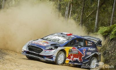 Η M-Sport έχει τη χαρά να ανακοινώσει ότι οι Sébastien Ogier και Elfyn Evans, μαζί με τους συνοδηγούς τους Julien Ingrassia και Daniel Barritt, θα τρέξουν με τα χρώματα της ομάδας από την Cumbria της βορειοδυτικής Αγγλίας στο Παγκόσμιο Πρωτάθλημα Ράλι FIA WRC. Έχοντας στις τάξεις της τον πέντε φορές Παγκόσμιο Πρωταθλητή αλλά και ένα από τα μεγαλύτερα ταλέντα των ράλι σήμερα, η M-Sport είναι πανέτοιμη να υπερασπιστεί τους τίτλους της σε μία χρονιά που αναμένεται εξίσου συναρπαστική και γεμάτη από σκληρές μάχες. Δεδομένου ότι και τα δύο πληρώματα έχουν πλέον μεγάλη εμπειρία στο τιμόνι του Ford Fiesta WRC με τον EcoBoost κινητήρα της Ford, η εξέλιξη του αυτοκινήτου θα συνεχιστεί με ταχείς ρυθμούς, ενώ οι Ogier και Evans είναι αποφασισμένοι να κατακτήσουν περισσότερα βάθρα, νίκες και πρωταθλήματα τον επόμενο χρόνο. Οι διαπραγματεύσεις της ομάδας με τα δύο πληρώματα ξεκίνησαν αρκετούς μήνες πριν. Κατά τη διάρκεια γιορτής που διοργανώθηκε χθες στο Dovernby Hall, ο ίδιος ο Ogier πήρε την πρωτοβουλία να υπογράψει το συμβόλαιο μαζί με τον Evans μπροστά στα μάτια 240 περίπου εργαζομένων της M-Sport. Με τον Ogier και τον Evans στις τάξεις της, η ομάδα έχει μεγάλες πιθανότητες να επαναλάβει την τεράστια φετινή επιτυχία της. Και τα δύο πληρώματα είναι γνωστά για την ταχύτητά τους, όμως το μεγάλο τους πλεονέκτημα είναι η στρατηγική τους, η οποία σε συνδυασμό με την ταχύτητα μπορεί να αποδειχτεί η τέλεια συνταγή για να επαναλάβει την επιτυχία της η M-Sport. Τις επόμενες εβδομάδες αναμένεται να ανακοινωθεί το πλήρωμα του τρίτου Ford Fiesta WRC που θα συμμετάσχει στο Παγκόσμιο Πρωτάθλημα Ράλι με τα χρώματα της M-Sport. O επικεφαλής της ομάδας Malcolm Wilson δήλωσε: «Είναι θαυμάσιο νέο για την ομάδα το ότι εξασφαλίσαμε τη συνεργασία με το Sébastien και με τον Elfyn. Δουλεύουμε εδώ και καιρό γι’ αυτό και είναι εκπληκτικό το ότι είμαστε σε θέση να επιβεβαιώσουμε από τώρα τη συνεργασία μας και αυτό μας επιτρέπει να εστιάσουμε πλέον όλη την προσοχή μας στη συνεχή εξέλιξη για την επόμενη σεζόν. Χάρη στο Sébastien και τον Elfyn έχουμε μεγάλες πιθανότητες να υπερασπιστούμε τους τίτλους μας. Δεν θα είναι εύκολο. Σίγουρα οι αντίπαλοί μας δεν κάθονται με σταυρωμένα χέρια και αναμένω ακόμη πιο σκληρές μάχες για το πρωτάθλημα. Ωστόσο έχουμε μεγάλες πιθανότητες με τα δύο συγκεκριμένα πληρώματα. Και οι δύο είναι ιδιαίτερα ευφυείς οδηγοί. Η ταχύτητά τους είναι αδιαμφισβήτητη ενώ είναι κορυφαίοι και σε επίπεδο στρατηγικής, κάτι που φέρνει αποτελέσματα κάποιες φορές. Δεν έχουμε λόγους να μην έχουμε εμπιστοσύνη στους εαυτούς μας για περισσότερες επιτυχίες τον επόμενο χρόνο και αν κρίνω από τις αντιδράσεις των μελών της ομάδας σήμερα, ξέρω ότι ο καθένας θα συνεχίσει να δίνει το 110%». Ο Sébastien Ogier δήλωσε: «Είναι θαυμάσιο που επιτέλους μπορούμε να ανακοινώσουμε τα σχέδιά μας για το 2018. Όσα πετύχαμε μαζί είναι κάτι το εκπληκτικό και θέλουμε όλο αυτό να συνεχιστεί – να συνεχίσουμε το φανταστικό ταξίδι και να υπερασπιστούμε όλα όσα πετύχαμε μαζί. Η φετινή χρονιά ήταν συναρπαστική και είχε τον πιο σκληρό ανταγωνισμό εδώ και χρόνια. Σαν οδηγός, θέλω οπωσδήποτε να συμμετέχω σ’ αυτό. Αυτό το άθλημα μου προσφέρει ακόμη πολλές συγκινήσεις και η συγκεκριμένη ομάδα έχει πολύ πάθος. Αυτό ακριβώς με έκανε να πάρω αυτήν την απόφαση και θα δουλέψουμε σκληρά για να κυνηγήσουμε περισσότερες επιτυχίες μαζί του χρόνου». Ο Elfyn Evans δήλωσε: «Μετά από μία φανταστική χρονιά για όλη την ομάδα, είναι σημαντικό το ότι θα είμαστε και πάλι μαζί τον επόμενο χρόνο. Αφού κατακτήσαμε την πρώτη μας νίκη φέτος, είμαστε έτοιμοι να κάνουμε το επόμενο βήμα και πιστεύω ότι θα έχουμε μία συναρπαστική χρονιά μπροστά μας. Ειλικρινά δεν βλέπω την ώρα να καθίσω πίσω από το τιμόνι και να ξεκινήσει το Ράλι Μόντε Κάρλο. Θα δουλέψουμε σκληρά στις διακοπές των Χριστουγέννων ώστε να είμαστε πλήρως προετοιμασμένοι και ο στόχος μας θα είναι να χτίσουμε πάνω στις επιτυχίες της φετινής χρονιάς».