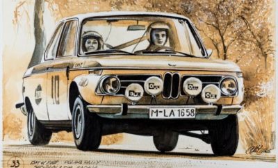 Πριν από ένα χρόνο, ο Ρουμάνος καλλιτέχνης Adrian Mitu συνέδεσε το όνομά του με το ‘Blue Coffee’, ένα μαραθώνιο ζωγραφικής 30 ημερών με θέματα από την ιστορία της BMW Motorsport. Χρησιμοποιώντας μία ειδική τεχνική με νερομπογιές και καφέ, δημιούργησε 101 μοναδικά έργα τέχνης. Ένα χρόνο μετά, ο Adrian Mitu ετοιμάζει μία δεύτερη έκθεση με το BMW Group Ρουμανίας στο πλαίσιο ενός ακόμα project ‘live’ ζωγραφικής, αυτή τη φορά αφιερωμένο στον θρυλικό Jochen Neerpasch. Το ‘Blue Coffee’ διοργανώθηκε από το BMW Group Ρουμανίας και το κατάστημα BMW Auto Cobalcescu στο Βουκουρέστι σηματοδοτώντας την 100ή επέτειο της μάρκας BMW, με την υποστήριξη του Park Lake Mall Bucharest. «Αρχικά, θέλαμε να προσδιορίσουμε την κύρια θεματολογία και τα επιμέρους θέματα. Η επιλογή θρυλικών προσωπικοτήτων, ιστοριών και ηρώων είναι πάντα μία πολύ συναισθηματική, προσωπική διαδικασία. Καθημερινά, ο Adrian λάμβανε μία λίστα από ιστορίες, η κάθε μία αποτυπωμένη σε μία σειρά φωτογραφιών. Ο δημιουργός είχε την απόλυτη ελευθερία να επιλέξει όσες έβρισκε πιο ελκυστικές. Επομένως, το τελικό αποτέλεσμα είναι μία επιλεκτική, ατομική έκφραση της δυναμικής ιστορίας μας. Πιστεύω ότι αυτό είναι το στοιχείο που κάνει τη συγκεκριμένη έκθεση τόσο ξεχωριστή», δήλωσε ο Alex Şeremet, Διευθυντής Εταιρικής Επικοινωνίας του BMW Group Ρουμανίας. Το project έχει δημιουργήσει μία μοναδική οπτική για την ιστορία της BMW Motorsport. Πέρα από την προβολή σημαντικών αγωνιστικών μοντέλων της εταιρίας όπως η BMW 328 Touring Coupé ή η BMW 507, αναδεικνύονται ξεχωριστές στιγμές από την αγωνιστική ιστορία της εταιρίας, όπως ο τερματισμός του Dieter Quester στην 3η θέση με το αυτοκίνητο τουμπαρισμένο στον αγώνα DTM Avus το 1990. Άλλοι πίνακες αποτυπώνουν σημαντικά πρόσωπα της BMW Motorsport όπως ο Jochen Neerpasch, ιδρυτής της BMW Motorsport GmbH, ή φέρνουν το προσκήνιο τους Paul Rosche και Alexander von Falkenhausen, τους κύριους οραματιστές των σχετικών κινητήρων της BMW. Το ‘Blue Coffee’ κάνει επίσης μνεία και σε ένδοξες νίκες, όπως ο πρώτος αγώνας στον 24ωρο αγώνα του Nürburgring το 1970 με τους Hans-Joachim Stuck και Clemens Schickentanz και μία BMW 2002 Ti. Πελάτες της μάρκας, φίλοι, επίδοξοι ζωγράφοι ή απλοί περαστικοί είχαν τη δυνατότητα να συμμετάσχουν στις 30 ημέρες του live painting μέσω ειδικών ξεναγήσεων. Αξιοσημείωτη στιγμή ήταν η επίσκεψη του θρυλικού, Ρουμάνου οδηγού αγώνων, Marin Dumitrescu, 97 ετών, κατά τη διάρκεια της δημιουργίας μιας σειράς πινάκων για τη ζωή του. «Για μένα, ο καφές αποτελεί σύμβολο ενέργειας, που ταιριάζει τέλεια στο θέμα της BMW Motorsport», εξηγεί ο καλλιτέχνης. «Είναι μία τεχνική που με χαρακτηρίζει – όχι μόνο στο τελικό αποτέλεσμα αλλά και στο στυλ ζωγραφικής μου. Οι ζεστές αποχρώσεις του καφέ έρχονται σε αντίθεση με τις παγωμένες νερομπογιές, τονίζοντας τα σημεία του πίνακα όπου θέλουμε να κατευθύνουμε την προσοχή του θεατή. Το όνομα της έκθεσης είναι εμπνευσμένο από την τεχνική μου και το χαρακτηριστικό χρώμα της BMW – το μπλε». Η συλλογή πινάκων εκτίθεται αυτή τη στιγμή στη μόνιμη έκθεση του BMW Car Club of America στο Spartanburg, δίπλα στο εργοστάσιο της BMW στις ΗΠΑ. Η επιτυχία των 101 πινάκων θα αποτελέσει τώρα τη βάση ενός ακόμα project σε συνεργασία με το BMW Group Ρουμανίας – μία εικαστική εγκατάσταση αφιερωμένη στον Jochen Neerpasch, τον πρώτο διευθυντή της BMW Motorsport και εμπνευστή πολλών projects της δεκαετίας του '70, που έχουν παίξει καθοριστικό ρόλο στη διαμόρφωση του κύρους της μάρκας BMW – ανάμεσά τους το πρώτο BMW Art Cars. Το project θα ξεκινήσει στα τέλη του 2017 με νέους μαραθώνιους ζωγραφικής και θα ‘τρέξει’ μέχρι τις αρχές της επόμενης χρονιάς.