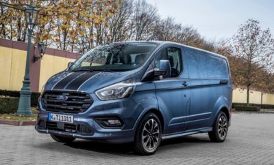 η Ford Αναδείχθηκε Νο.1 Μάρκα Επαγγελματικών Οχημάτων σε Ευρώπη και Ελλάδα • Η Ford είναι Νο.1 μάρκα Επαγγελματικών Οχημάτων για 3η συνεχόμενη χρονιά στην Ευρώπη και για 52 συνεχείς χρονιές στην Αγγλία • Παρόμοια είναι η εικόνα και στην Ελλάδα με τα Επαγγελματικά Οχήματα Ford να κατέχουν την 1η θέση των πωλήσεων για 2η συνεχόμενη χρονιά Το 2017 αποδείχθηκε μία ιδιαίτερα καλή χρονιά για τις πωλήσεις των Επαγγελματικών Αυτοκινήτων Ford. Με ισχυρή παρουσία στην κατηγορία ελαφρών φορτηγών και πλούσια διαθέσιμη γκάμα μοντέλων, η Ford πέτυχε αξιοσημείωτες επιδόσεις πωλήσεων σε Ευρώπη και Ελλάδα. Οι συνολικές πωλήσεις Επαγγελματικών Οχημάτων Ford στην Ευρώπη αυξήθηκαν κατά 7,2% φτάνοντας τις 352.200 μονάδες που αντιστοιχούν στο 13,5% των συνολικών πωλήσεων. Μόνο στη Μεγάλη Βρετανία, οι πωλήσεις έφτασαν τις 124.000, κάνοντας νέο ρεκόρ σε μία χώρα όπου η Ford είναι No.1 για 52 συνεχόμενα χρόνια! «Πετύχαμε τις καλύτερες ετήσιες πωλήσεις στην Ευρώπη από το 2009, παραμένοντας πρώτοι στην αγορά των Επαγγελματικών για 3η συνεχή χρονιά! Το 2018 προβλέπεται να είναι επίσης μία ισχυρή χρονιά για την Ford.» δήλωσε ο Roelant de Waard, vice president, Marketing, Πωλήσεις & Service, της Ford Ευρώπης. Οι πωλήσεις της οικογένειας Transit ανήλθαν στις 287.600 και ήταν οι καλύτερες που έχουν καταγραφεί ποτέ γι’ αυτή τη μοναδική σειρά επαγγελματικών οχημάτων, ενώ το Ford Ranger παραμένει το αγαπημένο pickup της Ευρώπης, με πωλήσεις 44.000 το 2017 – αύξηση 15,1% από το 2016. Πέρσι ήταν η καλύτερη χρονιά του Ranger στην Ευρώπη! Παρόμοια είναι η εικόνα και για την Ελλάδα αφού το Μπλε Οβάλ διατήρησε την πρώτη θέση στις πωλήσεις για 2η συνεχόμενη χρονιά με το 18,9% των Ελλήνων αγοραστών επαγγελματικών οχημάτων να δείχνουν την εμπιστοσύνη τους στη μάρκα. Συνολικά πουλήθηκαν 1.250 ελαφρά επαγγελματικά οχήματα Ford (αύξηση κατά 9,17% σε σύγκριση με το 2016), μεταξύ των οποίων 515 Ranger (Νο.1 στις πωλήσεις επαγγελματικών της Ford). Αξιοσημείωτη είναι η επίδοση των Transit και Transit Custom τα οποία ανακηρύχθηκαν πρωταθλητές πωλήσεων στην κατηγορία τους. «Πρωταρχικό μέλημά μας είναι να προσφέρουμε στον Έλληνα επαγγελματία αυτοκίνητα που του λύνουν τα χέρια και τον κάνουν χαρούμενο για την επιλογή του. Διαθέτοντας στην γκάμα μας επαγγελματικά οχήματα με τις δυνατότητες και την αξιοπιστία της σειράς Transit και του Ford Ranger, η δουλειά μας γίνεται εύκολη», δήλωσε ο Νίκος Νοταράς, Πρόεδρος και Διευθύνων Σύμβουλος της Ford Motor Ελλάς.