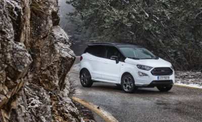 • Νέο Ford EcoSport SUV λανσάρει τον ισχυρό, νέο κινητήρα 1.5L Ford EcoBlue diesel και σύστημα Intelligent All Wheel Drive που αυξάνει την ευελιξία και τις δυνατότητες • Σκληροτράχηλο, στιλάτο εξωτερικό EcoSport προσφέρει περισσότερες επιλογές εξατομίκευσης με αντίθετα χρώματα οροφής, ενώ για πρώτη φορά διατίθεται σπορ έκδοση EcoSport ST-Line • Ανανεωμένο, εργονομικό εσωτερικό με ανεξάρτητη, κεντρική οθόνη αφής έως 8 ιντσών, θερμαινόμενο τιμόνι και premium ηχοσύστημα B&O PLAY • Προηγμένες τεχνολογίες όπως συνδεσιμότητα SYNC 3, Cruise Control και Adjustable Speed Limiter, και Rear View Camera για οπισθοπορεία με αυτοπεποίθηση Το νέο συμπαγές SUV Ford EcoSport προσφέρει αυξημένη ευελιξία, περισσότερες ικανότητες, ανανεωμένο στυλ και προηγμένες τεχνολογίες για τους Ευρωπαίους πελάτες. Το νέο Ford EcoSport για πρώτη φορά προσφέρει τεχνολογία Ford Intelligent All Wheel Drive για βελτιωμένη πρόσφυση στο δρόμο και εκτός δρόμου, σε συνδυασμό με ένα προηγμένο, νέο κινητήρα 1.5-L EcoBlue diesel, που αποδίδει έως 125 ίππους με βελτιωμένες εκπομπές CO2.* Επίσης, για πρώτη φορά διατίθεται σπορ μοντέλο EcoSport ST Line εμπνευσμένο από τη Ford Performance. Το νέο Ford EcoSport προσφέρει τεχνολογίες υποστήριξης οδηγού όπως συνδεσιμότητα SYNC 3, Cruise Control με Adjustable Speed Limiter και Rear View Camera. Με ένα αναβαθμισμένο, δυναμικό, σκληροτράχηλο και ανανεωμένο εξωτερικό στυλ, το νέο μοντέλο διατίθεται σε 12 τολμηρές αποχρώσεις και προσφέρει ακόμα περισσότερες δυνατότητες εξατομίκευσης – με αντίθετες αποχρώσεις οροφής που εκτείνονται μέχρι τις κολόνες των παραθύρων, τα πάνω πλαίσια των θυρών, την αεροτομή οροφής και τους εξωτερικούς καθρέπτες. Ένα χρηστο-κεντρικό, πολυτελές νέο εσωτερικό προσφέρει μία ανώτερη εμπειρία στους επιβάτες με ανεξάρτητη κεντρική οθόνη αφής 8 ιντσών, θερμαινόμενο τιμόνι και έξυπνες λύσεις αποθήκευσης, όπως ρυθμιζόμενο πάτωμα χώρου αποσκευών. “Η Ford έχει πουλήσει πάνω από 166.000 οχήματα EcoSport στην Ευρώπη από το 2014 που λανσάραμε το μοντέλο στην περιοχή, και πέρσι οι πωλήσεις αυξήθηκαν κατά 40%,» δήλωσε ο Steven Armstrong, group vice president & president, Ευρώπης, Μ. Ανατολής & Αφρικής, Ford Motor Company. «Το νέο Ford EcoSport προσφέρει στους πελάτες ακόμα περισσότερο στυλ, άνεση, δυνατότητες και επιλογές – παντρεύοντας τη λειτουργικότητα SUV με την πρακτικότητα ενός αυτοκινήτου πόλης.” Το νέο Ford EcoSport για την Ευρώπη κατασκεπάζεται στο εργοστάσιο της Ford στην Craiova (Ρουμανία), μετά από επένδυση 200 εκατομμυρίων Ευρώ, και πλαισιώνει τα Ford Edge και Kuga SUV που πωλούνται στην Ευρώπη. Ένα νέο μοντέλο Fiesta Active crossover εμπνευσμένο από το SUV θα αρχίσει επίσης να πωλείται στην Ευρώπη του χρόνου. Η κατηγορία SUV είναι η ταχύτερα αναπτυσσόμενη στην Ευρώπη. Οι ταξινομήσεις μοντέλων SUV αυξήθηκαν πάνω από 21% μέσα σε ένα χρόνο συγκεντρώνοντας πάνω από το ένα τέταρτο όλων των νέων ταξινομήσεων επιβατικών αυτοκινήτων το 2016. Πέρσι, οι πωλήσεις SUV της Ford στην Ευρώπη αυξήθηκαν πάνω από 30%. Ισχυρός και αποδοτικός Ο νέος Ford EcoSport θα προσφέρει μία βελτιστοποιημένη οδηγική εμπειρία με το Ford Intelligent All Wheel Drive από τα μέσα του 2018. Η τεχνολογία διατίθενται σε συνδυασμό με το νέο 1.5 L Ford EcoBlue diesel και εξατάχυτο μηχανικό κιβώτιο που αποδίδει 125 ίππους και ροπή 300 Nm, με κατανάλωση 4,5 l/100 km και εκπομπές CO2 119 g/km.* Το Intelligent All Wheel Drive αξιολογεί το επίπεδο πρόσφυσης των τροχών στο δρόμο και μπορεί να προσαρμόσει την κατανομή ροπής έως 50:50 εμπρός / πίσω σε λιγότερο από 20 χιλιοστά του δευτερολέπτου – είκοσι φορές ταχύτερα από το ανοιγόκλειμα του ματιού. Το σύστημα κατανέμει ομαλά τη ροπή μεταξύ και των τεσσάρων τροχών και προσφέρει πιο σίγουρο ‘πάτημα’ στο δρόμο κυρίως σε ολισθηρές συνθήκες. Ο νέος κινητήρας 1.5 L EcoBlue diesel της Ford είναι σχεδιασμένος για πλούσια ιπποδύναμη για βελτιωμένες επιδόσεις και μειωμένες εκπομπές CO2. Ο ανανεωμένος τετρακύλινδρος υιοθετεί καινοτόμες τεχνολογίες, όπως: • Ανακυκλοφορία καυσαερίων υπό χαμηλή πίεση και εναλλάκτης νερού-αέρα για την εισαγωγή για πιο αποδοτική καύση και μειωμένους ρύπους • Ενσωματωμένη πολλαπλή εισαγωγής για βελτιστοποιημένη αναπνοή κινητήρα • Υπερσυμπίεση χαμηλής αδράνειας για ταχύτερη, καλύτερη ελεγχόμενη απόκριση υπερπλήρωσης, υλικά και εξαρτήματα κινητήρα σχεδιασμένα για υψηλές θερμοκρασίες • Ένα σύστημα ψεκασμού καυσίμου υψηλής πίεσης, πιο άμεσης απόκρισης, πιο αθόρυβο, και μεγαλύτερης ακρίβειας Ένα μοντέλο 1.5 L EcoBlue diesel 125 ίππων με front-wheel drive και νέο, εξατάχυτο μηχανικό κιβώτιο χαμηλών τριβών θα προσφέρει ακόμα χαμηλότερες εκπομπές CO2 και μεγαλύτερη απόδοση από τα μέσα του 2018. Ο κινητήρας 1.5 L TDCi diesel 100 ίππων της Ford σε συνδυασμό με εμπρόσθια κίνηση και νέο, εξατάχυτο μηχανικό κιβώτιο διατίθεται από το λανσάρισμα, με κατανάλωση 4,1 l/100 km και εκπομπές CO2 107 g/km. Επίσης θα προσφέρεται με τον πολυβραβευμένο χιλιάρη βενζινοκινητήρα EcoBoost της Ford σε εκδόσεις 140 PS και 125 PS με κατανάλωση 5,2 l/100 km και εκπομπές CO2 119 g/km. Από τα μέσα του 2018, θα προσφέρεται ένα μοντέλο 1.0 EcoBoost 100 PS με εξατάχυτο μηχανικό κιβώτιο. Ο κινητήρας 1.0 EcoBoost 125 PS προσφέρεται από το λανσάρισμα με εξατάχυτο αυτόματο κιβώτιο και χειριστήρια στο τιμόνι (paddles) για μεγαλύτερη άνεση στις αλλαγές, με κατανάλωση 5,8 l/100 km και εκπομπές CO2 134 g/km. Το νέο EcoSport εξακολουθεί να προσφέρει οδική συμπεριφορά προσαρμοσμένη για τους Ευρωπαϊκούς δρόμους, με βελτιστοποιημένα ελατήρια, αποσβεστήρες, κρεμαγιέρα, ημιάκαμπτο πίσω άξονα, ρυθμίσεις του Electronic Stability Programme και χαρτογράφηση της υποβοήθησης του τιμονιού. Σκληροτράχηλο και ανανεωμένο στυλ Το νέο Ford EcoSport υιοθετεί ένα δυναμικό, τολμηρό στυλ Ford SUV, που θυμίζει το μεσαίο Kuga και το μεγάλο Edge. Ένα ανάγλυφο καπό με κεντρική εξοχή διαμορφώνει μία πιο ‘καθαρή’ φυσιογνωμία κάτι που υποστηρίζεται και από τη διακριτική θέση των θερμαινόμενων μπεκ συστήματος πλύσης κάτω από το καπό. Μπροστά, κυριαρχεί μία μεγάλη, τραπεζοειδής μάσκα και οι χαρακτηριστικοί πολυεστιακοί προβολείς που τώρα προσφέρονται με σύστημα φωτισμού High Intensity Discharge, και ενσωματώνουν κομψά φώτα ημέρας LED. Υποδοχές για τους επίσης πολυεστιακούς προβολείς ομίχλης ολοκληρώνουν το εμπρός τμήμα υπό γωνία ¾, εμπνευσμένες από τους ιμάντες ενός σακιδίου και σχεδιασμένες για να υποδηλώνουν έναν περιπετειώδη χαρακτήρα. Τα σχέδια του πίσω προφυλακτήρα και των πίσω φώτων του EcoSport έχουν επίσης ανανεωθεί, διαμορφώνοντας μία πιο ‘καθαρή’, πιο ανάγλυφη εικόνα. Οι πελάτες μπορούν να επιλέξουν από 12 τολμηρές, εξωτερικές αποχρώσεις, όπως οι Lightning Blue, Ruby Red και η ζωηρή μεταλλική πορτοκαλί, Tiger Eye, και να εξατομικεύσουν περαιτέρω το SUV τους με νέες αντίθετες χρωματικές προτάσεις για την οροφή. Νέα σχέδια ζαντών αλουμινίου 17 και 18 ιντσών συμπληρώνουν το σκληροτράχηλο, σπορ χαρακτήρα και προσφέρονται σε αρκετές αποχρώσεις, όπως Magnetic Low Gloss, Shadow Silver, Flash Grey και High Gloss Black. Οι πελάτες εξακολουθούν να έχουν τη δυνατότητα επιλογής κανονικής ρεζέρβας στην πίσω πόρτα. Το EcoSport αναβαθμίζει επίσης το επίπεδο ποιότητας εσωτερικού με πιο εύχρηστα χειριστήρια και μαλακά υλικά, και μία νέα κεντρική κονσόλα εργονομικά σχεδιασμένη για εύκολη λειτουργία και λιγότερα μπουτόν. Νέα σχέδια καθισμάτων είναι βελτιστοποιημένα για μεγαλύτερη άνεση εμπρός και πίσω επιβατών, και προσφέρουν μία αίσθηση πολυτέλειας με την μερικώς δερμάτινη ταπετσαρία. Οι επιβάτες μπορούν να εναρμονίσουν επίσης το περιβάλλον στη διάθεσή τους με φωτισμό εσωτερικού που μπορεί να ρυθμιστεί σε μία από τις επτά διαθέσιμες αποχρώσεις. Στο εσωτερικό, συναντάμε πληθώρα έξυπνων λύσεων αποθήκευσης, όπως νέο πάτωμα χώρου αποσκευών με ρυθμιζόμενο ύψος που μπορεί να ανασηκωθεί αποκαλύπτοντας ένα κρυφό αποθηκευτικό χώρο ή να κατέβει για αύξηση της χωρητικότητας στα 334 L. Το πάτωμα του χώρου αποσκευών χρησιμοποιεί μία ειδική κυψελοειδή δομή που το κάνει πιο ανθεκτικό από ατσάλι ανά κιλό βάρους και μπορεί να υποστηρίξει πάνω από 300 kg. Μία νέα κεντρική κονσόλα περιλαμβάνει ένα ενσωματωμένο, αναδιπλούμενο συρόμενο υποβραχιόνιο με αποθηκευτικό χώρο, ιδανικό για τη μεταφορά tablet ή snacks, ενώ το CD-player είναι τοποθετημένο σε νέα θέση, πάνω από το ντουλαπάκι για να μην καταλαμβάνει πολύ ωφέλιμο χώρο. Η γκάμα του νέου EcoSport θα περιλαμβάνει για πρώτη φορά τη νέα σπορ έκδοση EcoSport ST-Line, που πλαισιώνει τα μοντέλα Edge ST-Line, Fiesta ST-Line, Focus ST-Line, Kuga ST-Line, Mondeo ST-Line και S-MAX ST-Line. Αυτά χαρακτηρίζονται από τολμηρό στυλ και σπορ δυναμική συμπεριφορά, ενώ συνδυάζονται με ισχυρούς και αποδοτικούς κινητήρες βενζίνης EcoBoost και TDCi diesel. Το EcoSport ST-Line ξεχωρίζει με μοναδικούς προφυλακτήρες και πλαϊνές ποδιές εμπνευσμένα από τη Ford Performance, μαύρες ράγες οροφής και πολυεδρικούς προβολείς, ζάντες αλουμινίου 17-ιντσών Dark Tarnish, σήμα ST-Line και εκτενώς βαμμένη οροφή και εξωτερικούς καθρέπτες, στάνταρ. Στο εσωτερικό, προσφέρεται ένα μοναδικό δερμάτινο τιμόνι ST-Line με επίπεδο κάτω τμήμα, μοναδικά μερικώς δερμάτινα καθίσματα με ένθετα Miko®-Dinamica – ένα οικολογικό σουέντ από ανακυκλωμένο πολυεστέρα – και κόκκινη ραφή, δερμάτινο χειρόφρενο και λαβή επιλογέα, μαρσπιέ με επιγραφή ST-Line και σπορ πεντάλ από ανοξείδωτο ατσάλι. Προηγμένη τεχνολογία υποστήριξης οδηγού Το νέο Ford EcoSport βασίζεται σε μία επιβλητική θέση οδήγησης SUV και τη δυναμική συμπεριφορά Ford και προσφέρει μία ακόμα πιο άνετη και πιο απολαυστική οδηγική εμπειρία με τη συμβολή προηγμένων τεχνολογιών. Το προηγμένο σύστημα επικοινωνίας και ψυχαγωγίας της Ford SYNC 3 είναι συμβατό με Apple CarPlay και Android Auto™. Το SYNC 3 υποστηρίζεται από την έγχρωμη οθόνη αφής 8 ιντσών του EcoSport, που λειτουργεί με κινήσεις pinch & swipe. Με το SYNC 3 προσφέρεται και μία ανεξάρτητη, έγχρωμη οθόνη αφής 6,5 ιντσών. Μία έγχρωμη οθόνη 4,2-ιντσών προσφέρεται σε συνδυασμό με συνδεσιμότητα Bluetooth και δύο θύρες USB. Το νέο ηχοσύστημα B&O PLAY υπόσχεται μία ανώτερη εμπειρία ήχου: με δέκα ηχεία, συμπερ. ενός subwoofer τοποθετημένου στο χώρο αποσκευών και ενός ηχείου μεσαίων συχνοτήτων στο κέντρο του ταμπλό, το σύστημα έχει ρυθμιστεί ειδικά για το EcoSport, και ελέγχεται από τον τελευταίο Ενισχυτή Επεξεργασίας Ψηφιακού Σήματος που επιτρέπει ακριβή ισοστάθμιση και μίξη ήχου. Περιλαμβάνει και μια ρύθμιση ήχου Surround. Το EcoSport για πρώτη φορά προσφέρει Cruise Control με Adjustable Speed Limiter που βοηθά τους οδηγούς να τηρούν τα όρια ταχύτητας, και μία Rear View Camera για αποτελεσματικότερο και ασφαλέστερο παρκάρισμα. Προαιρετικοί, αυτόματοι προβολείς και καθαριστήρες με αισθητήρα βροχής περιορίζουν το στρες της οδήγησης για να μπορούν οι πελάτες να είναι καλύτερα συγκεντρωμένοι στο δρόμο, ενώ ένα θερμαινόμενο τιμόνι και το Electronic Automatic Temperature Control βελτιώνουν περαιτέρω την άνεση. Ο νέος ψηφιακός πίνακας οργάνων 4,2 ιντσών που διευκολύνει την πρόσβαση στις βασικές πληροφορίες οδήγησης και ηλεκτρικοί, αναδιπλούμενοι καθρέπτες που είναι θερμαινόμενοι για άμεση εκκίνηση τα παγερά πρωινά, αυξάνουν τα επίπεδα άνεσης. Μεταξύ των τεχνολογιών υποστήριξης οδηγού είναι το Blind Spot Information System της Ford, που μπορεί να προειδοποιήσει τον οδηγό για οχήματα που πλησιάζουν, και το στάνταρ Roll Stability Control που προσαρμόζει τη ροπή του κινητήρα και το φρενάρισμα για διατήρηση του ελέγχου. Η βελτιωμένη προστασία επιβατών περιλαμβάνει τώρα εμπρός αερόσακους για τον οδηγό και το συνοδηγό, αερόσακο γονάτου οδηγού, νέους πλευρικούς αερόσακους με λειτουργία που παρέχει έξτρα προστασία θώρακα και νέους αερόσακους προστασίας κεφαλής που παρέχουν μέγιστη κάλυψη σε πλαϊνές συγκρούσεις. Το EcoSport είναι επίσης πιο προστατευμένο από ποτέ, με στάνταρ περιμετρικό συναγερμό. «Έχουμε αυξήσει την ποιότητα, τεχνολογία και ευελιξία του νέου Ford EcoSport για να προσφέρουμε μεγαλύτερη αυτοπεποίθηση και έλεγχο, όπως επιθυμούν ο πελάτες συμπαγών SUV» δήλωσε ο Gary Boes, global B-car vehicle line director, Ford Motor Company. «Οι οδηγοί θα νιώσουν μεγαλύτερη άνεση και σιγουριά από ποτέ στο τιμόνι.»