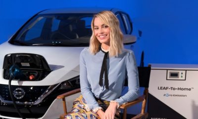 Η Margot Robbie, πρέσβειρα Ηλεκτροκίνητων Οχημάτων της Nissan , επιβεβαιώνει το νέο πρωτότυπο της Formula E, που θα αποκαλυφθεί στο Σαλόνι Αυτοκινήτου της Γενεύης. Η Margot Robbie, πρέσβειρα της Nissan στα Ηλεκτροκίνητα Οχήματα, αποκάλυψε σήμερα κατά τη διάρκεια της πρώτης ζωντανής προβολής της στο Facebook, ότι η Nissan θα παρουσιάσει ένα νέο ηλεκτροκίνητο πρωτότυπο για την Formula E, στο επερχόμενο Σαλόνι Αυτοκινήτου της Γενεύης (στις 6 Μαρτίου). Σε μια ακόμα πρωτιά, οι κάμερες, τα φώτα και ο εξοπλισμός που χρησιμοποιήθηκε για τη ζωντανή μετάδοση της συγκεκριμένης ανακοίνωσης, τροφοδοτήθηκαν με ρεύμα από την μπαταρία του νέου Nissan LEAF. Η κίνηση της Nissan να συμμετάσχει στη διαρκώς αναπτυσσόμενη Formula E, αποτελεί μια εξαιρετική ευκαιρία προβολής, σε παγκόσμια κλίμακα, για τη διάδοση του οράματος Intelligent Mobility της μάρκας, της στρατηγικής των τριών πυλώνων για τον επαναπροσδιορισμό του τρόπου με τον οποίο τα οχήματα της Nissan οδηγούνται, τροφοδοτούνται και ενσωματώνονται στην κοινωνία. Επιπλέον, τον περασμένο Οκτώβριο, η Margot ανήγγειλε το Hλεκτρικό Οικοσύστημα της Nissan, το οποίο στοχεύει στη μετατροπή του τρόπου με τον οποίο οδηγούμε και ζούμε. Μάλιστα κατά την πραγματοποίηση της τρίτης ξεχωριστής εκδήλωσης Nissan Futures στο Όσλο της Νορβηγίας , η Margot ανήγγειλε τρία νέα πιλοτικά προγράμματα βιωσιμότητας που στοχεύουν στην αξιοποίηση των δεξιοτήτων, της εφευρετικότητας και της εμπειρίας του παγκόσμιου εργατικού δυναμικού της Nissan. Τα προγράμματα αυτά, στοχεύουν στους ζωτικούς τομείς της πρόσβασης στην ενέργεια και της ανακούφισης από καταστροφές. Σύμφωνα με την Margot Robbie. "Ο κόσμος κινείται ηλεκτρικά και η τεχνολογία γίνεται ολοένα πιο έξυπνη. Ακόμα και οι κάμερες σήμερα τροφοδοτούνται από το Nissan LEAF - κάτι που δεν πίστευα ποτέ ότι θα μπορούσε να κάνει ένα αυτοκίνητο. Είναι τρελό με έναν τρόπο, αλλά είναι μια άλλη απλή επίδειξη για το πώς μπορούμε να αλλάξουμε τον τρόπο που οδηγούμε και ζούμε, για να δημιουργήσουμε έναν καθαρότερο και πιο βιώσιμο κόσμο για όλους". Η βραβευμένη Margot Robbie είναι μια παγκοσμίου φήμης Αυστραλιανή ηθοποιός και παραγωγός. Έχει πρόσφατα προταθεί ως υποψήφια καλύτερη "Ηθοποιός σε πρωταγωνιστικό ρόλο" στα Βραβεία της Ακαδημίας για το 2018 για το ρόλο της ως Tonya Harding, στην ταινία “Εγώ, η Tonya” (2017).