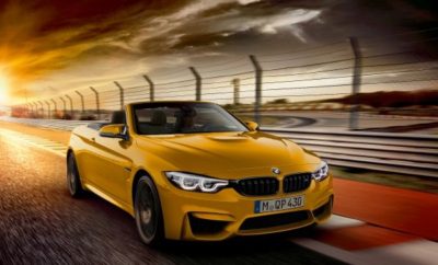 Πριν από 30 χρόνια, η BMW M GmbH πρόσθεσε στη γκάμα της για πρώτη φορά ένα ανοιχτό όχημα υψηλών επιδόσεων. Λίγο πριν ξεκινήσει το καλοκαίρι του 1988, η BMW M3 Convertible προσέφερε στους φίλους του μηχανοκίνητου αθλητισμού την ευκαιρία να βιώσουν τη συγκίνηση ενός ανοιχτού, σπορ αυτοκινήτου σχεδιασμένου για καθημερινή χρήση, με κινητήρα και ανάρτηση αγωνιστικών προδιαγραφών. Η σημερινή διάδοχος, BMW M4 Convertible (κατανάλωση μικτού κύκλου: 9,5 – 8,7 l/100 km, εκπομπές CO2 στο μικτό κύκλο: 218 – 203 g/km), είναι η τελευταία εκδοχή αυτής της αυτοκινητιστικής φιλοσοφίας. H BMW M4 Convertible Edition 30 Jahre ενσαρκώνει την ουσία αυτής της επιτυχημένης παράδοσης και αποκλειστικότητας. Η έκδοση περιορισμένης παραγωγής 300 αντιτύπων συνδυάζεται με το M Competition Package. Τα ατού του ανοιχτού τετραθέσιου είναι η ισχύς των 331 kW/450 hp, το σύστημα εξάτμισης M Sport, η προσαρμοζόμενη ανάρτηση M με ειδικό SPORT mode και το εξαιρετικά σπορ σετάρισμα του συστήματος ελέγχου ευστάθειας DSC και του διαφορικού Active M. Αποκλειστικά στοιχεία σχεδίασης και εξοπλισμού συνθέτουν το μοναδικό χαρακτήρα του οχήματος. Μοναδικά στοιχεία εξοπλισμού, χαρακτηριστική εμφάνιση. Προσφέρονται δύο παραδοσιακές αποχρώσεις για την BMW M4 Convertible Edition 30 Jahre. Η Macao Blue metallic παραπέμπει στο ντεμπούτο του μοντέλου υψηλών επιδόσεων πριν από 3 δεκαετίες. Η Mandarin II uni θυμίζει την απόχρωση Dakar Yellow, που προοριζόταν για τη δεύτερη γενιά BMW M3 Convertible. Στάνταρ χαρακτηριστικά του επετειακού μοντέλου είναι ένθετα BMW Individual High Gloss Shadow Line για το πλαίσιο της μάσκας BMW, τα βράγχια M, το λογότυπο του μοντέλου και οι σφυρήλατες αλουμινένιες ζάντες Μ σε σχέδιο αστεριού. Οι 20άρες ζάντες διατίθεται σε απόχρωση Orbit Grey matt που είναι αποκλειστική για τη συγκεκριμένη έκδοση. Η πλήρως δερμάτινη ταπετσαρία Merino, σε αποχρώσεις ασορτί με το επιθυμητό χρώμα αμαξώματος, κυριαρχεί στο εσωτερικό της BMW M4 Convertible Edition 30 Jahre. Με την εξωτερική απόχρωση Macao Blue metallic, υπάρχει δυνατότητα επιλογής από τους δίχρωμους συνδυασμούς Black/Fjord Blue και Black/Silverstone. Άλλα αποκλειστικά χαρακτηριστικά είναι αντίστοιχη, αντίθετη ραφή στα προσκέφαλα και πατάκια Μ με διακοσμητικό κορδόνι στην αντίστοιχη, αντίθετη απόχρωση. Μαύρες επιφάνειες εσωτερικού με κίτρινη αντίθετη ραφή προσφέρονται σε συνδυασμό με την Mandarin II uni, ενώ διακοσμητικές λωρίδες εσωτερικού στην έκδοση Carbon Fibre περιλαμβάνονται στάνταρ σε όλες τις εκδόσεις. Επιπλέον, το λογότυπο “30 Jahre Edition” είναι χαραγμένο στα κατώφλια θυρών και στα προσκέφαλα. Μία πλακέτα στη διακοσμητική λωρίδα εσωτερικού στο ταμπλό στην πλευρά του συνοδηγού φέρει, εκτός από το λογότυπο “30 Jahre Edition”, τον αριθμό “1/300”, υποδηλώνοντας ότι πρόκειται για Limited Edition. Παραδοσιακό μίγμα υψηλών επιδόσεων και open - air οδηγικής απόλαυσης. Η BMW M4 Convertible Edition 30 Jahre αντιπροσωπεύει ένα μίγμα σπορτίφ στυλ και ανοιχτής οδηγικής απόλαυσης που τώρα έχει ωριμάσει μέσα από πέντε γενιές μοντέλων. Μία αυτοκινητιστική φιλοσοφία δοκιμασμένη στην αγωνιστική πίστα και τεχνολογία προερχόμενη από το μηχανοκίνητο αθλητισμό είχαν ήδη αποτελέσει τη βάση για open-top οδηγική απόλαυση στην πρώτη BMW M3 Convertible. Ο τετρακύλινδρος κινητήρας 2.3 L, με τετραβάλβιδη τεχνολογία, καταλυτικό μετατροπέα και 143 kW/195 hp, μοναδική τεχνολογία ανάρτησης και ένα αεροδυναμικά βελτιστοποιημένο αμάξωμα με προεξέχοντες θόλους τροχών προέρχονται από το δίθυρο sedan, που προοριζόταν για χρήση σε αγώνες αυτοκινήτων τουρισμού. Οι Roberto Ravaglia, Wilfried Vogt και Eric van de Poele είχαν κερδίσει το Παγκόσμιο, Ευρωπαϊκό και Γερμανικό πρωτάθλημα αυτοκινήτων τουρισμού με την BMW M3 τους, ήδη τη σεζόν του 1987. Η έκδοση παραγωγής της BMW M3 έκανε επίσης ένα δυναμικό ξεκίνημα. Όταν οι πρώτες BMW M3 Convertibles βγήκαν στο δρόμο το καλοκαίρι του 1988, πάνω από 10.000 εκδόσεις sedan είχαν ήδη πουληθεί αντί των 5.000 που είχαν αρχικά προγραμματιστεί για λόγους έγκρισης τύπου. Με παραγωγή 786 μονάδων, η BMW M3 Convertible πρώτης γενιάς ήταν η πιο αποκλειστική έκδοση του επιτυχημένου μοντέλου. Αυτή κατασκευαζόταν μέχρι το 1991, στο τέλος με κινητήρια ισχύ αυξημένη στα 158 kW/215 hp, κάνοντας το ανοιχτό τετραθέσιο ένα από τα ταχύτερα οχήματα του είδους. Η δεύτερη γενιά της BMW M3 Convertible ακολούθησε το 1994, με γνήσιο λιτό χαρακτήρα και ένα προηγμένο σύστημα ασφάλειας. Μία straight six μονάδα 210 kW/286 hp προσέφερε μία τρομερά αναζωογονητική οδηγική εμπειρία. Δύο χρόνια αργότερα, μία εξελιγμένη έκδοση του straight six κινητήρα απέδιδε εντυπωσιακή ισχύ 236 kW/321 hp. Η BMW M3 Convertible διέθετε πρωτοποριακό σύστημα προστασίας σε περίπτωση ανατροπής. Δύο μπάρες προστασίας, πίσω από τα προσκέφαλα, εκτείνονταν αυτόματα, εάν οι αισθητήρες ανίχνευαν κίνδυνο πιθανής ανατροπής και μαζί με τον εξαιρετικά άκαμπτο ανεμοθώρακα, εξασφάλιζαν βελτιστοποιημένη προστασία επιβατών. Η BMW M3 Convertible έκανε την είσοδό της στον 21ο αιώνα με την τρίτη γενιά του μοντέλου και νέο straight six κινητήρα. Το cabrio μοντέλο υψηλών επιδόσεων που λανσαρίστηκε το 2001 ήταν αισθητά πιο επίπεδο, φαρδύ και ισχυρό με κινητήρα 252 kW/343 hp. Πέραν της υψηλόστροφης φιλοσοφίας του κινητήρα, το μεταβλητό μπλοκέ διαφορικό Μ, τα συνθετικά φρένα και τα σπορ καθίσματα με ενσωματωμένες ζώνες ασφαλείας, προσέφεραν μία αυθεντική open-air αγωνιστική αίσθηση. Στην τέταρτη γενιά της BMW M3 Convertible που λανσαρίστηκε το 2008, οι μηχανικοί της BMW M GmbH είχαν μεταφέρει την υψηλόστροφη φιλοσοφία σε ένα κινητήρα V8. Εκτός από τη μέγιστη ισχύ των 309 kW/420 hp, εντυπωσίασε κυρίως η σταθερή απόδοση ισχύος του νέου κινητήρα. Σε αυτό προστέθηκε ο αναγνωρίσιμος ήχος του οκτακύλινδρου που ήταν ίδια ιδιαίτερα απολαυστικός με την οροφή ανοιχτή. Η BMW M3 Convertible της τέταρτης γενιάς διέθετε ηλεκτροϋδραυλικά ανοιγόμενο hardtop. Χάρη στη νέα δομή της οροφής, βελτιώθηκε η καταλληλότητα του σπορ αυτοκινήτου όχι μόνο για την αγωνιστική πίστα, αλλά και για καθημερινή χρήση όλο το χρόνο. Το λανσάρισμα της πέμπτης γενιάς το 2014 συνδέθηκε επίσης με μία αλλαγή στην ονομασία του μοντέλου σε BMW M4 Convertible. Η ισχύς αποδίδεται από έναν εξακύλινδρο εν σειρά κινητήρα με τεχνολογία M TwinPower Turbo και ιδιαίτερη ευστροφία. Η πλούσια ροπή διατίθεται άμεσα και μέχρι τις υψηλές στροφές του κινητήρα, το βάρος έχει μειωθεί συγκριτικά με το προηγούμενο μοντέλο, ενώ προαιρετικά διατίθεται 7-τάχυτο κιβώτιο M διπλού συμπλέκτη με Drivelogic και διαφορικό Active M . Επομένως, η BMW M4 Convertible προσφέρει ιδανικές προϋποθέσεις για μέγιστες επιδόσεις στην αγωνιστική πίστα και ανώτερη οδηγική απόλαυση στις καθημερινές συνθήκες.