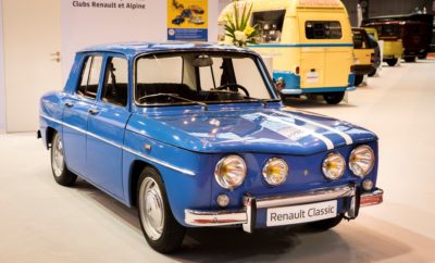 H Renault γιορτάζει 120 χρόνια ιστορίας στην Retromobile 2018 Με αφορμή τη συμπλήρωση 120 χρόνων λαμπρής ιστορίας, η Renault γιορτάζει αυτή την ξεχωριστή της επέτειο παρουσιάζοντας στην Retromobile 2018 μερικά από τα σημαντικότερα μοντέλα της, τα οποία άφησαν ανεξίτηλο το στίγμα τους στην αυτοκίνηση. Με κεντρικό μήνυμα το “Easy Life” η Renault αφηγείται την υπέροχη ιστορία μιας μάρκας που μέσα από τα μοντέλα της έκανε ευκολότερη, αλλά και πιο όμορφη τη ζωή εκατομμυρίων ανθρώπων Η Renault στην φετινή έκθεση Retromobile (Παρίσι 7-11 Απριλίου), γιορτάζει τα 120 χρόνια ιστορίας της, παρουσιάζοντας μια σειρά μοντέλων που άλλαξαν τον κόσμο του αυτοκινήτου. Από το 1898 που το πρώτο μοντέλο των Louis, Marcel και Fernard Renault κύλισε στους δρόμους, μέχρι και σήμερα η Renault παραμένει ως ένας από τους κορυφαίους κατασκευαστές αυτοκινήτων, προσφέροντας μοντέλα και τεχνολογίες που ξεχωρίζουν για τον πρωτοποριακό τους χαρακτήρα, αλλά και τη συνεπή στόχευση τους στο να κάνουν τη ζωή των ανθρώπων πιο εύκολη, ασφαλή, αλλά και όμορφη. Η πρόταση “Easy Life” συμπυκνώνει αυτή τη φιλοσοφία, η οποία βεβαίως δεν περιορίζεται μόνο στον τομέα της πρακτικότητας, όπως άλλωστε αποδεικνύουν και τα μοντέλα της Renault που μπορεί να δει κανείς στην Retromobile 2018. Η φιλοσοφία “Easy Life” μέσα από μερικά από τα μοντέλα της Renault που εκτίθενται στη Retromobile 2018 - 1898: Type A (1898), το πρώτο Renault - 1899: Type B, από πολλούς θεωρείται ότι είναι το πρώτο μοντέλο στην ιστορία του αυτοκινήτου που είχε κλειστή καμπίνα επιβατών - 1909: Type BD poster van, είχε ενσωματωμένο στο εσωτερικό του ένα ταχυδρομικό γραφείο, αποτελώντας το πρώτο ειδικά διασκευασμένο επαγγελματικό αυτοκίνητο - 1910: Type AG1 taxi, ίσως το πρώτο αυτοκίνητο που ήταν ιδανικά σχεδιασμένο για εταιρικές πωλήσεις - 1923: Type KJ1: σχεδιασμένο ειδικά για την κίνηση στις πόλεις - 1927: Type PR coach, μια ξεχωριστή σύλληψη για ένα αυτοκίνητο ιδανικό για τη μεταφορά μικρών ομάδων ανθρώπων - 1933: Vivastella PG7, η ιδέα του GT (grand tourer) παίρνει σάρκα και οστά - 1947: 4CV, το πρώτο Renault που ξεπέρασε το 1εκ. πωλήσεις - 1950: Colorale, το πρώτο SUV από τη Renault! - 1961: Renault 4, ένα σύμβολο της δεκαετίας του 60 - 1964: Renault 8 Gordini, το αυτοκίνητο που έκανε το όνειρο πολλών φίλων των αγώνων πραγματικότητα: ένα πραγματικά προσιτό αγωνιστικό αυτοκίνητο - 1965: Renault 16, πρωτοποριακή αρχιτεκτονική και για πρώτη φορά πολυμορφικές λύσεις στο εσωτερικό - 1974: ηλεκτρικό Renault 5, μια πρωτοποριακή πρόταση στην εποχή της πετρελαϊκής κρίσης - 1981: Renault 9, ένα από τα πρώτα παγκόσμια αυτοκίνητα - Και βέβαια τα πολυμορφικά Espace (1984), Twingo (1992) και Scénic (1996) που χάρη στον ευφυή, όσο και τολμηρό σχεδιασμό τους έθεσαν τις βάσεις για όλα τα υπόλοιπα μοντέλα της κατηγορίας που ακολούθησαν.