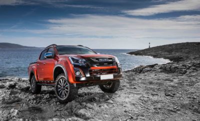 New D-MAX MY18 “Hi-Lander” Μια νέα ειδική έκδοση με την ονομασία “HI-LANDER”, μια πρωτιά στην Ευρωπαϊκή αγορά έρχεται από την δραστήρια ελληνική αντιπροσωπεία της ISUZU στην Ελλάδα, την εταιρία ΠΕΤΡΟΣ ΠΕΤΡΟΠΟΥΛΟΣ ΑΕΒΕ, και η οποία θα είναι διαθέσιμη από το δίκτυο των 42 συνεργατών της! Η βάση, είναι το γνωστό, αποδεδειγμένα ισχυρό διπλοκάμπινο, με το κινητήρα διαμάντι 1.9lt με 164Ηp, προδιαγραφών Εuro 6b –χωρίς την χρήση Ad-Blue, στην έκδοση Gravity. Η έκδοση διατηρεί στο εσωτερικό το νέο πίνακα οργάνων καθώς και την φουτουριστική σχεδίαση της κεντρικής κονσόλας με τον εξοπλισμό να περιλαμβάνει στοιχεία όπως το νέο σύστημα πολυμέσων από την Pioneer με εργοστασιακή κάμερα οπισθοπορείας. Το ενδιαφέρον έρχεται στο εξωτερικό, όπου η έκδοση έχει πολλαπλές σχεδιαστικές αλλαγές στο εμπρός τμήμα του αμαξώματος με αρχή τη νέα μάσκα σε Black Matte. Περιμετρικά ένα ολοκληρωμένο κιτ πλαστικών προεκτάσεων φτερών, νέο κυλινδρικό σκαλοπάτι καθώς και ένα ιδιαίτερα Extender του χώρου φόρτωσης, όλα στην απόχρωση του Black Matte. Οι τοποθέτηση μεμβρανών ηλιοπροστασίας καθώς και μαύρων ματ αυτοκόλλητων στις κολόνες των θυρών, συμπληρώνουν αισθητικά το λειτουργικό σύνολο, που είναι φανερό ότι έχει ψηλώσει δραστικά. Η τοποθέτηση της επώνυμης ανάρτησης της ARB, OLD MAN EMU, προσφέρει αύξηση της διαδρομής των αναρτήσεων κατά 35mm, περιλαμβάνει αμορτισέρ, σούστες και παρελκόμενα. Ο συνδυασμός με τα Cooper Discoverer SST Pro (που εισάγονται επίσης από την Πέτρος Πετρόπουλος ΑΕΒΕ) διαστάσεων 275/65/R18 δίνει φοβερό κράτημα στον δρόμο, ελάχιστες κλίσεις αμαξώματος στην άσφαλτο, και βέβαια αύξηση της απόστασης από το έδαφος κατά 20 mm- μετρημένο στο πίσω διαφορικό- λόγω υψηλότερου προφίλ ελαστικών. Όλα αυτά δημιουργούν ένα πραγματικό εργαλείο περιπέτειας, που θα φτάσει με άνεση στα πιο δύσκολα και απρόσιτα σημεία, ενώ ταυτόχρονα ταξιδεύει στην άσφαλτο με σίγουρο πάτημα, και ελάχιστες κλίσεις στις στροφές. Η έκδοση συνδυάζεται με χειροκίνητα και «έξυπνα» αυτόματα κιβώτια ταχυτήτων με έξι σχέσεις, επιτυγχάνοντας χαμηλότερη μέση κατανάλωση καυσίμου που ξεκινά από 7 λτ/100 χλμ. Όλα τα αξεσουάρ της έκδοσης “Hi-Lander” θα διατίθενται ως πακέτο ή και μεμονωμένα από το πανελλαδικό δίκτυο συνεργατών της Isuzu. Η πλήρης έκδοση, με χειροκίνητο 6τάχυτο κιβώτιο, είναι διαθέσιμη με την τιμή να διαμορφώνεται στα 42.900 €, ενώ η έκδοση με 6τάχυτο αυτόματο/σειριακό κιβώτιο να αξίζει τα 44.700 € (συμπ. ΦΠΑ) Όλα τα D-MΑΧ εφοδιάζονται με ένα πλήρες πακέτο προηγμένων ηλεκτρονικών συστημάτων υποβοήθησης του έργου του οδηγού κάτω από όλες τις συνθήκες όπως τα ESP, Hill Descent Assist, Hill Ascent Assist που θα κάνουν τη ζωή του οδηγού εντός και εκτός δρόμου, ακόμα πιο εύκολη.