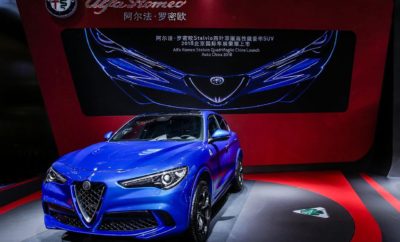 Η Alfa Romeo λανσάρει την Stelvio Quadrifoglio στο Auto China 2018 • Η Stelvio Quadrifoglio, το υψηλών επιδόσεων premium SUV της Alfa Romeo, κάνει το ντεμπούτο της στην Ασία στο Auto China 2018, σημαδεύοντας την άφιξη ολόκληρης της οικογένειας Quadrifoglio στην Κίνα, της απόλυτης έκφρασης του Ιταλικού πάθους. • Σαν το ταχύτερο SUV παραγωγής στον κόσμο και περηφανευόμενο για το κομψό σχεδιασμό, την ισχύ που "βρυχάται" και τις προηγμένες τεχνολογίες, η Stelvio Quadrifoglio αναβιώνει την ψυχή της Alfa Romeo – Ιταλικός σχεδιασμός, εξαιρετική απόδοση και DNA μηχανοκίνησης. • Η Stelvio Quadrifoglio συμπληρώνεται από μία δυναμική σύνθεση άλλων αυτοκινήτων που παρέχουν διάφορες επιλογές για τους Κινέζους πελάτες οι οποίοι λαχταρούν για πάθος – το premium SUV Stelvio, το premium sporty sedan Giulia και την υψηλών επιδόσεων Giulia Quadrifoglio. • Το Auto China 2018 λαμβάνει χώρα από τις 25 Απριλίου 2018 έως τις 4 Μαΐου 2018. Το περίπτερο της Alfa Romeo βρίσκεται στο Hall E1 του νέου διεθνούς εκθεσιακού κέντρου της Κίνας στο Πεκίνο. Η Alfa Romeo Stelvio Quadrifoglio, το υψηλών επιδόσεων premium SUV της μάρκας κάνει το ντεμπούτο της στο Auto China 2018. Το Auto China 2018 διεξάγεται από τις 25 Απριλίου 2018 έως τις 4 Μαΐου 2018. Το περίπτερο της Alfa Romeo βρίσκεται στο Hall E1 του νέου διεθνούς εκθεσιακού κέντρου της Κίνας στο Πεκίνο. Η πρώτη "Quadrifoglio" που είναι επίσης και ένα SUV: αυτή είναι η Stelvio Quadrifoglio, το νέο μοντέλο με πολλά χαρακτηριστικά κορυφαίας κατηγορίας, που γίνονται άμεσα το νέο σημείο αναφοράς στην κατηγορία των premium compact SUV. Με τον πραγματικά εντυπωσιακό σχεδιασμό της, τις επιδόσεις και την τεχνολογία της, η Stelvio Quadrifoglio είναι το "ταχύτερο SUV στην πίστα", έχοντας καταγράψει το νέο ρεκόρ για την κατηγορία της στο Nürburgring: 7 λεπτά και 51.7 δευτερόλεπτα. Η άφιξη της Stelvio Quadrifoglio σηματοδοτεί επίσης τη διαθεσιμότητα της πλήρους οικογένειας Quadrifoglio στην Κίνα, που αποτελεί την απόλυτη έκφραση του Ιταλικού πάθους για τους λάτρεις αυτοκινήτων επιδόσεων της Κίνας. Θα χτίσει επίσης μία διαφορετική αλλά παθιασμένη σύνθεση με άλλα μοντέλα – την premium SUV Stelvio, την premium sports sedan Giulia και την υψηλών επιδόσεων Giulia Quadrifoglio. Η ταχύτερη στο Nürburgring, η Stelvio Quadrifoglio επαναπροσδιορίζει τα Premium SUV Η Stelvio Quadrifoglio είναι εφοδιασμένη με τον αποκλειστικό αλουμινένιο βενζινοκινητήρα 2.9 V6 Bi-Turbo, που έχει εξελιχθεί με πληροφορίες από τεχνολογίες και μηχανολογική τεχνογνωσία της Ferrari, ο οποίος αποδίδει μέγιστη ισχύ 510 HP στις 6.500 rpm και παρέχει μία μέγιστη ροπή 600 Nm από τις 2.500 έως τις 5.000 rpm. Ο πανίσχυρος αυτός κινητήρας συνοδεύεται από το ειδικά καλιμπραρισμένο αυτόματο κιβώτιο ταχυτήτων οκτώ σχέσεων το οποίο επιτρέπει αλλαγές ταχυτήτων σε μόλις 150 χιλιοστά του δευτερολέπτου στην λειτουργία οδήγησης Race. Επιπλέον, για τη μεγιστοποίηση της οδηγικής εμπειρίας, το μοντέλο είναι εφοδιασμένο στον βασικό εξοπλισμό του με αλουμινένια χειριστήρια αλλαγής ταχυτήτων που είναι ενσωματωμένα στην κολώνα του τιμονιού. Οι επιδόσεις της είναι εξαιρετικές: επιτάχυνση από 0 στα 100 km/h σε μόλις 3.8 δευτερόλεπτα και καλύτερη στην κατηγορία της τελική ταχύτητα 283 km/h. Αλλά το sports SUV της Alfa Romeo είναι επίσης απίστευτα αποδοτικό όσον αφορά τις εκπομπές ρύπων και την κατανάλωση καυσίμου, χάρη στο ηλεκτρονικά ελεγχόμενο σύστημα απενεργοποίησης κυλίνδρων και την λειτουργία "πλεύσης", που είναι διαθέσιμα στην λειτουργία οδήγησης Advanced Efficiency. Για πρώτη φορά, ο βενζινοκινητήρας 2.9 V6 Bi-Turbo των 510 HP συνδυάζεται με το καινοτόμο σύστημα τετρακίνησης Q4, το οποίο εγγυάται μία ακαταμάχητη απόδοση, πρόσφυση, οδηγική απόλαυση και ασφάλεια σε όλες τις συνθήκες. Επιπλέον, η Stelvio Quadrifoglio είναι εφοδιασμένη με την αποκλειστική μονάδα AlfaTM Chassis Domain Control και είναι το μοναδικό SUV στην κατηγορία του που παρέχει το διαφορικό AlfaTM Active Torque Vectoring στον βασικό εξοπλισμό. Επίσης στάνταρ εξοπλισμό αποτελεί και το καινοτόμο AlfaTM Active Suspension, το σύστημα το οποίο ελέγχει συνεχώς, με ενεργό τρόπο τις αναρτήσεις και τα αμορτισέρ. Για να μην αναφέρουμε ότι η Stelvio Quadrifoglio εγγυάται άψογο χειρισμό και άνεση χάρη στη διάταξη των αναρτήσεων της, με την αποκλειστική τεχνολογία AlfaLinkTM : εμπρός διαθέτει σύστημα με διπλά ψαλίδια με εικονικό κατά το ήμισυ άξονα στροφής, ενώ στο πίσω μέρος έχει σύστημα τεσσερισήμισι μπράτσων σε διάταξη Multilink. Σε οποιαδήποτε συνθήκη και σε όλες τις ταχύτητες, η οδήγηση της Quadrifoglio SUV, με την πιο άμεση σχέση στροφής του συστήματος διεύθυνσης στην αγορά (12.1:1), είναι φυσική και "ενστικτώδης". Η Stelvio Quadrifoglio διατηρεί δύο best-in-class τίτλους οι οποίοι την κάνουν το SUV με τις υψηλότερες επιδόσεις στην κατηγορία της: με ένα απόβαρο 1.830 kg, το μοντέλο περηφανεύεται για την καλύτερη σχέση βάρους/ισχύος στην κατηγορία της (3.6 kg/HP) και την καλύτερη ειδική ισχύ (176 HP/l). Τα εκπληκτικά αυτά αποτελέσματα, που είναι συνώνυμα με την μεγάλη απόλαυση στην οδήγηση, επιτεύχθηκαν μέσω ιδανικής κατανομής του βάρους μεταξύ των δύο αξόνων και την χρήση εξαιρετικά ελαφρών υλικών όπως τα ανθρακονήματα για τον κεντρικό άξονα μετάδοσης της κίνησης και του αλουμινίου για τον κινητήρα, τις αναρτήσεις, τα φρένα, τις πόρτες, τους θόλους των τροχών, το καπό και το πορτμπαγκάζ. Άλλο ένα ειδικό χαρακτηριστικό της Stelvio Quadrifoglio είναι το καινοτόμο ηλεκτρομηχανικό Ολοκληρωμένο Σύστημα Φρένων (Integrated Brake System - IBS) - μία αποκλειστικότητα της μάρκας Alfa Romeo, το οποίο εμφανίστηκε για πρώτη φορά στην Giulia - το οποίο έχει γίνει το νέο σημείο αναφοράς σε σχέση και με την αστραπιαία απόκριση και την απόσταση σταματήματος, σε οποιαδήποτε επιφάνεια του δρόμου, και την μείωση του βάρους συγκριτικά με ένα συμβατικό σύστημα φρένων. Οι υψηλής απόδοσης carbon-ceramic δίσκοι φρένων της Brembo είναι διαθέσιμοι σαν προαιρετικός εξοπλισμός. Για να ικανοποιήσει πελάτες που λαχταρούν την μέγιστη απόδοση, η Stelvio Quadrifoglio προσφέρει επίσης εξαιρετικά ελαφριά καθίσματα Sparco που παρέχουν την επιθυμητή στήριξη σε γρήγορη οδήγηση και διατηρούν την άνεση κατά την οδήγηση σε μεγάλες αποστάσεις. Μοναδικό στιλ εξελιγμένο στην υπηρεσία της απόδοσης Η Alfa Romeo Stelvio Quadrifoglio είναι η τελειότερη έκφραση του Ιταλικού σχεδιασμού, ερμηνευμένου με το μοναδικό ταλέντο της Alfa Romeo, και την ιδανική συνεργασία μορφής και λειτουργίας, στο αισθησιακό, μυώδες αμάξωμα του αυτοκινήτου. Το εμπρόσθιο άκρο της Stelvio Quadrifoglio είναι ένα ιδανικό μείγμα από σαγηνευτικές και εμφατικές αναλογίες, που αποπνέουν ένα ισχυρό μήνυμα επιθετικότητας και ισχύος. Η μάσκα είναι μοναδική στο στιλ, με τις γνώριμες εσοχές γύρω από την σε σχήμα ασπίδας γρίλια, μαζί με την "μυώδη" επιφάνεια και το "τρίγωνο" μοτίβο με τις εισαγωγές αέρος του intercooler στα πλάγια. Η πλευρική όψη είναι αισθησιακή και αθλητική, με την εξαίσια πινελιά του διάσημου τετράφυλλου "quadrifoglio" επάνω στον θόλο του τροχού. Οι συνολικές διαστάσεις δεν είναι ιδιαίτερα μεγάλες: Μήκος 470 cm, ύψος 168 cm και πλάτος 216 cm, με τις συμπαγείς αναλογίες της να εκφράζουν δυναμισμό και αντοχή. Οι απολήξεις της εξάτμισης δίνουν επίσης την εντύπωση ότι φτάνουν στους μεγάλου μεγέθους τροχούς - 20" σε βουρτσισμένο αλουμίνιο, με διαφορετικά ελαστικά εμπρός και πίσω (μία αποκλειστικότητα για την κατηγορία της) - και οδηγούν τα μάτια προς τον δρόμο. Η θέση οδήγησης της Stelvio Quadrifoglio είναι απλή και καλαίσθητη, και φτιαγμένη γύρω από τον οδηγό. Τα χειριστήρια ελέγχου είναι ομαδοποιημένα μαζί επάνω στο τιμόνι, το οποίο είναι μικρό και άμεση για να ταιριάζει με όλα τα στιλ οδήγησης. Το διαγώνιο τούνελ και η ελαφρώς κυματιστή κλίση του ταμπλό στην θέση του οδηγού, "προσαρμοσμένη" όπως ένα φτιαγμένο κατόπιν παραγγελίας κουστούμι, με προσεκτική δεξιοτεχνία και με πλουσιοπάροχη χρήση ανθρακονημάτων στην κονσόλα, στο τούνελ, στα διακοσμητικά του ταμπλό, στα ένθετα των χειρολαβών και στο στεφάνι του τιμονιού. Τα μαύρα καθίσματα, από δέρμα και Alcantara, είναι εδικά για το μοντέλο και έχουν ένα πιο δυνατό σχήμα για μεγαλύτερη στήριξη στις στροφές. Υπάρχει μία επιλογή από κόκκινη, άσπρη και πράσινη και σκούρα γκρι ραφή. Τα υλικά που κάνουν αντίθεση (δέρμα, alcantara και ανθρακονήματα) και το χρωματιστό γαζί συνδυάζουν την τεχνολογία με την ραφιναρισμένη κατασκευή και την προσοχή στις λεπτομέρειες, για ένα εσωτερικό το οποίο είναι γεμάτο με προσωπικότητα. Οι σκούρες κολώνες και η επένδυση του ουρανού συνεισφέρουν επίσης στον χαρακτήρα της Stelvio Quadrifoglio. Η διαφορετική σύνθεση συναντάει τις απαιτήσεις του Κινέζου πελάτη Εκτός από την Stelvio Quadrifoglio, η Alfa Romeo παρουσιάζει επίσης ακόμα τρία αυτοκίνητα για να προσφέρει διάφορες επιλογές για τους Κινέζους πελάτες. Η Stelvio, το πρώτο premium SUV που έχει παράγει ποτέ η Alfa Romeo, είναι εφοδιασμένο με ένα κατασκευασμένο εξ ολοκλήρου από αλουμίνιο υπερτροφοδοτούμενο κινητήρα 2.0L I4 - 200 HP ή 280 HP – και κιβώτιο ταχυτήτων οκτώ σχέσεων. Η ανάρτηση AlfaLinkTM παρέχει όχι μόνο εξαιρετικό έλεγχο αλλά επίσης την άνεση ενός sedan. Ο επιλογέας AlfaTM DNA παρέχει τρεις τρόπους λειτουργίας: Advanced Efficiency, Natural και Dynamic. Σε συνδυασμό με το σύστημα τετρακίνησης Q4, οι οδηγοί μπορούν να ξεπεράσουν διαφορετικές συνθήκες του δρόμου ενώ έχουν την ίδια απόλαυση ενός coupe. Η premium sports sedan Giulia είναι ένα πραγματικό έργο τέχνης το οποίο αποκαλύπτει την κομψότητα στην κίνηση της. Η Giulia έχει επίσης ένα εξ ολοκλήρου από αλουμίνιο κινητήρα 2.0L - 200 HP ή 280 HP – και κιβώτιο ταχυτήτων οκτώ σχέσεων. Η ανάρτηση AlfaLinkTM, και ο επιλογέας AlfaTM, DNA βελτιώνουν ακόμα πιο πολύ την εμπειρία. Η Giulia Quadrifoglio, το premium sports sedan υψηλών επιδόσεων, περηφανεύεται για την ισχύ των 510HP και την μέγιστη ροπή των 600Nm, με ένα κινητήρα 2.9L V6 Bi-Turbo και ένα κιβώτιο ταχυτήτων οκτώ σχέσεων. Το αυτοκίνητο χρειάζεται μόλις 3.9 δευτερόλεπτα για να επιταχύνει από τα 0 στα 100 km/h και έχει μία τελική ταχύτητα 307 km/h. Είναι επίσης το πιο γρήγορο sports sedan παραγωγής στον κόσμο, με ένα χρόνο γύρου στο Nurburgring μόλις 7’32”.