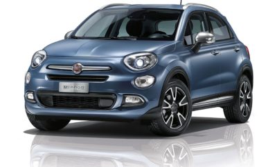 Η πολυαναμενόμενη άφιξη του Fiat 500Χ Mirror με την έντονη, περιπετειώδη προσωπικότητα και τον προηγμένο τεχνολογικό εξοπλισμό είναι πλέον γεγονός, και η Fiat ανατρέπει τους κανόνες της αγοράς, προσφέροντάς το όχι μόνο με τον πιο πλούσιο εξοπλισμό της κατηγορίας του, σε τιμή standard, αλλά και με 5 χρόνια εργοστασιακή εγγύηση και άτοκο χρηματοδοτικό πρόγραμμα μέσω της FCA Bank! Η νέα έκδοση Mirror φιλοδοξεί να αποτελέσει μια από τις καλύτερες value for money επιλογές της αγοράς, γι’ αυτό και η τιμολογιακή πολιτική της Fiat στοχεύει στο να απολαύσει ο πελάτης τον πλουσιότερο εξοπλισμό της κατηγορίας στην standard έκδοση και, το κυριότερο, στην standard τιμή. Συγκεκριμένα, ο εξοπλισμός του Mirror 500X, που δίνει μεγάλη έμφαση τόσο στην ασφάλεια, όσο και στην τεχνολογία, συμπεριλαμβάνει: σύστημα U-Connect με έγχρωμη οθόνη αφής 7’’, σύστημα πλοήγησης, κάμερα οπισθοπορείας, αισθητήρες παρκαρίσματος, εμπρόσθιους προβολείς με τεχνολογία Xenon, σύστημα προειδοποίησης σύγκρουσης και αυτόνομου φρεναρίσματος, σύστημα προειδοποίησης τυφλού σημείου, σύστημα προειδοποίησης αλλαγής λωρίδας, διζωνικό κλιματισμό, προσαρμοζόμενο Cruise Control, Bluetooth, Audio streaming, Live Services, 6 αερόσακους, ESP/MSR/ASR/Hill Holder/ERM, αλλά και παστέλ χρώμα χωρίς χρέωση. Πρόκειται για έναν κορυφαίο εξοπλισμό συνολικής αξίας 2.300€, ο οποίος διατίθεται χωρίς επιπλέον οικονομική επιβάρυνση. Έτσι, οι προτεινόμενες τιμές τιμοκαταλόγου διαμορφώνονται ως εξής: για τις εκδόσεις 1.4 Multiair 140hp MT Mirror και 1.6 MTJ 120hp Mirror, στα 21.200€, και για τις εκδόσεις 1.4 Multiair 140hp DCT Mirror και 1.6 MTJ 120hp DCT Mirror, στα 21.900€. Η έκδοση Mirror είναι εμπνευσμένη από τη φιλοσοφία και τη μακρά παράδοση που έχει η Fiat στη δημιουργία οχημάτων που απλοποιούν τη ζωή των οδηγών αλλά και των επιβατών, αξιοποιώντας λειτουργίες κορυφαίας τεχνολογίας και ασφάλειας, σε συνδυασμό με απαράμιλλο ιταλικό σχεδιασμό που καταφέρνει πάντα να κλέβει τις εντυπώσεις. Η «εξέλιξη» στην έκδοση Mirror είναι εμφανής σε επίπεδο τεχνολογίας αλλά και στυλ: σχεδιασμένο για οδηγούς που θέλουν να είναι “connected” συνέχεια, το 500Χ παρέχει τη δυνατότητα σύνδεσης του smartphone μέσω του συστήματος U-connect, ενώ διαθέτει design που παραπέμπει στον κόσμο της υψηλής τεχνολογίας, διατηρώντας, όμως, ταυτόχρονα, την ιταλική κομψότητα και την αύρα του κλασικού. Τα τρία νέα χρώματα αμαξώματος, οι νέες ζάντες αλουμινίου 17 ιντσών και οι νέες, μοναδικές ταπετσαρίες της καμπίνας είναι μόνο κάποια από τα στοιχεία που δίνουν μια εντελώς καινούργια, ξεχωριστή διάσταση στο 500X, το οποίο διατίθεται με χειροκίνητο ή αυτόματο κιβώτιο ταχυτήτων, στον βενζινοκινητήρα 1.4 Multiair 140 ίππων και τον πετρελαιοκινητήρα 1.6 MTJ 120 ίππων. Οι ζάντες αλουμινίου 17 ιντσών με τον ιδιαίτερο σχεδιασμό «δένουν» άψογα με τις υπόλοιπες, κορυφαίας αισθητικής λεπτομέρειες που υπάρχουν στο εξωτερικό του: τις επιχρωμιωμένες λαβές θυρών, τις μπάρες οροφής, το περίγραμμα των προβολέων ομίχλης, τα πλευρικά διακοσμητικά μαρσπιέ των θυρών και τα καλύμματα εξωτερικών καθρεφτών που διατίθενται σε σκούρα, πολύ ξεχωριστή επιχρωμίωση. Η εσωτερική εμφάνιση του 500X είναι βέβαια εξίσου ιδιαίτερη, χάρη στην exclusive ταπετσαρία με τις μπλε λεπτομέρειες και το ματ μπλε ταμπλό με το επιβλητικό λογότυπο “500”. Το 500X Mirror είναι ο εκπρόσωπος της μάρκας στην κατηγορία των B SUV, που αποτελεί μια από τις πιο αναπτυσσόμενες, διαχρονικά, κατηγορίες, με τις προβλέψεις για το 2018 να δείχνουν μια αύξηση της τάξης του 50% σε σχέση με το 2015, κάτι που μεταφράζεται σε μια αγορά τουλάχιστον 10.000 αυτοκινήτων. Για τους λάτρεις του ιταλικού design που αναζητούν ένα διαφορετικό, δυναμικό SUV, το Fiat 500X Mirror αποτελεί σημείο αναφοράς στην κατηγορία του σε μηχανολογικό και τεχνολογικό επίπεδο, καθώς και σε θέματα ενεργητικής και παθητικής ασφάλειας: το πιο σύγχρονο SUV με υπερπλήρη εξοπλισμό με τους πιο ανταγωνιστικούς όρους της αγοράς, από το επίσημο δίκτυο διανομέων της Fiat