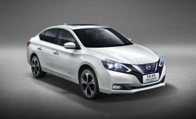 Ντεμπούτο για το ηλεκτροκίνητο Nissan Sylphy Zero Emission, στο Σαλόνι Αυτοκινήτου της Κίνας. Η Nissan παρουσίασε στο Σαλόνι Αυτοκινήτου της Κίνας το Nissan Sylphy Zero Emission, το πρώτο αμιγώς ηλεκτροκίνητο αυτοκίνητο της Nissan που κατασκευάστηκε στην Κίνα, για τους Κινέζους αγοραστές. Το νέο μοντέλο προσφέρει τη συναρπαστική απόδοση ενός αμιγώς ηλεκτροκίνητου συνόλου μετάδοσης κίνησης, σε συνδυασμό με προηγμένες τεχνολογίες και μια ευρύχωρη και άνετη καμπίνα. Ο οδηγός του θα μπορεί να απολαμβάνει μια διαδρομή ακτίνας 338 χιλιομέτρων, σύμφωνα με τα επίσημα Κινεζικά πρότυπα. Το νέο αυτοκίνητο είναι το αποτέλεσμα της έρευνας και ανάπτυξης των ηλεκτροκίνητων οχημάτων στη Nissan για περισσότερα από 70 χρόνια, καθώς και για πάνω από 25 έτη στην έρευνα, ανάπτυξη και κατασκευή μπαταριών. Οι πάνω από 320.000 ιδιοκτήτες του Nissan LEAF ανά την Υφήλιο, είναι η περίτρανη απόδειξη της μεγάλης εμπειρίας της Nissan στην ηλεκτροκίνηση, που έχει “περάσει” και στο νέο μοντέλο. Το Sylphy Zero Emission ενσωματώνει το Nissan Intelligent Mobility, το όραμα της εταιρείας για την αλλαγή του τρόπου με τον οποίο τα οχήματα τροφοδοτούνται, οδηγούνται και ενσωματώνονται στην κοινωνία. Χτισμένο στην ίδια πλατφόρμα με το Nissan LEAF, το πρώτο σε πωλήσεις αμιγώς ηλεκτροκίνητο αυτοκίνητο στον κόσμο, το Sylphy Zero Emission “κληρονομεί” τις βασικές τεχνολογίες του LEAF, προσφέροντας σταθερότητα και αξιοπιστία σε μεταξόνιο πλήρους μεγέθους. Η πλατφόρμα EV επιτρέπει την τοποθέτηση της μπαταρίας κάτω από τα καθίσματα. Αυτό μεταφράζεται σε μια άνετη, ευρύχωρη καμπίνα με κορυφαίο χώρο για τα πόδια των επιβαινόντων. Το πολυεπίπεδο εργονομικό σαλόνι με τις επιλογές θέρμανσης, βελτιώνει περαιτέρω την άνεση. Επιπλέον. Το μοντέλο διαθέτει λειτουργία συνδεσιμότητας που επιτρέπει τον τηλεχειρισμό ήχου και εικόνας στο αυτοκίνητο, μέσω του κινητού τηλεφώνου.