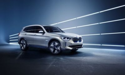 Το BMW Group επιταχύνει τη στρατηγική εξηλεκτρισμού του, επεκτείνοντας τη γκάμα πλήρως ηλεκτρικών μοντέλων και στις μάρκες που αποτελούν τον πυρήνα της εταιρίας. Το BMW Concept iX3 – που παρουσιάστηκε για πρώτη φορά στη φετινή Έκθεση Αυτοκινήτου της Κίνας (Auto China 2018) στο Πεκίνο – προαναγγέλλει αυτή τη μελλοντική επέκταση. Το πρώτο πλήρως ηλεκτροκίνητο μοντέλο BMW θα είναι ολοκληρωμένο Sports Activity Vehicle (SAV) – με όλα τα διαπιστευτήρια λειτουργικότητας και άνεσης της κατηγορίας. Το BMW Concept iX3 υπογραμμίζει την απόφαση του BMW Group να ενισχύσει την πρωτοκαθεδρία του στον τομέα της ηλεκτροκίνησης. Η επέκταση μοντέλων μηδενικών ρύπων της εταιρίας αποτελεί σημαντική προτεραιότητα για τους τομείς Αυτοματοποιημένης Οδήγησης, Συνδεσιμότητας, Ηλεκτρικών/Plug-in Υβριδικών Μοντέλων και Υπηρεσιών [Automated, Connected, Electrified and Services (ACES)], μέσω των οποίων η εταιρία προωθεί τη μεταμόρφωση της μετακίνησης στο πλαίσιο της στρατηγικής NUMBER ONE > NEXT. Η επέκταση οχημάτων με μηδενικούς εκπεμπόμενους ρύπους είναι από τις πρωταρχικές δραστηριότητες της εταιρίας, μαζί με την αυτοματοποιημένη οδήγηση, την προηγμένη συνδεσιμότητα και τις νέες ψηφιακές υπηρεσίες που θα οδηγήσουν τη μεταμόρφωση της βιομηχανίας μέσω της στρατηγικής NUMBER ONE> NEXT. Υπό τον γενικό όρο "iNext" και με την υποστήριξη ολόκληρου του BMW Group, δημιουργείται τώρα το μελλοντικό προϊοντικό και τεχνολογικό πακέτο στο οποίο το BMW Concept iX3 παίζει πρωταγωνιστικό ρόλο. Ανάμεσα στις καινοτομίες που αναδεικνύονται μέσω του BMW Concept iX3 είναι η πέμπτη γενιά της τεχνολογίας BMW eDrive. Κύριο πλεονέκτημα αυτής της τεχνολογίας ηλεκτροκίνησης είναι ότι ο ηλεκτροκινητήρας, το κιβώτιο και τα ηλεκτρονικά ισχύος βρίσκονται σε μία νέα, ανεξάρτητη μονάδα ηλεκτροκίνησης. Επιπλέον, το σύστημα περιλαμβάνει νέες και ισχυρότερες μπαταρίες. Αυτό το φρέσκο τεχνολογικό πακέτο θα βελτιώσει σημαντικά τα χαρακτηριστικά επιδόσεων, τη λειτουργική αυτονομία, το βάρος, τη χωροταξία και την ευελιξία – και θα κάνει ντεμπούτο στο αμιγώς ηλεκτροκίνητο SAV. Η απαράμιλλη τεχνογνωσία της BMW i έχει συντελέσει ουσιαστικά στην εξέλιξη του συστήματος ηλεκτροκίνησης πέμπτης γενιάς, επιβεβαιώνοντας για μία ακόμα φορά ότι η BMW i είναι ένα νευραλγικό κέντρο για βιώσιμη μετακίνηση. Η μεταφορά της τεχνολογίας ηλεκτροκίνησης που αρχικά είχε εξελιχθεί για αυτοκίνητα BMW i σε μοντέλα του προϊοντικού πυρήνα του BMW Group μπαίνει σε μία νέα διάσταση εδώ. Πλήρως ηλεκτρικά / plug-in υβριδικά μοντέλα της βασικής μάρκας θα φέρουν στο μέλλον ένα λογότυπο BMW i. Αυτό είναι ορατό στο πρωτότυπο όχημα, στο πλάι και πίσω. Η τεχνολογία BMW eDrive σήμερα ήδη αποτελεί τμήμα του plug-in υβριδικού συστήματος κίνησης που χρησιμοποιείται από τα μοντέλα BMW iPerformance και το MINI Cooper S E Countryman ALL4. Στο BMW Concept iX3, το επόμενο, εξαιρετικά ενσωματωμένο στάδιο εξέλιξης αυτής της τεχνολογίας προσφέρει πλήρως ηλεκτρική μετακίνηση. Επομένως, η μελλοντική έκδοση μαζικής παραγωγής του ηλεκτρικού SAV θα επωφεληθεί και από την τεχνολογική βάση του συστήματος κίνησης του BMW iNext, που πρόκειται να παρουσιαστεί το 2021. Ευέλικτη αρχιτεκτονική για βιώσιμη μετακίνηση. Με την παγκόσμια πρεμιέρα του BMW Concept iX3, το BMW Group ανοίγει ένα νέο κεφάλαιο στη στρατηγική εξηλεκτρισμού του. Στο μέλλον, οι ευέλικτες, πιο εξελιγμένες αρχιτεκτονικές οχημάτων θα συνδυάζονται με όλους τους τύπους εμπρόσθιας κίνησης, πίσω κίνησης και τετρακίνησης, ώστε μοντέλα όλων των μαρκών του Group να μπορούν να εφοδιάζονται με διαφορετικές εκδόσεις συστημάτων κίνησης. Και αυτό σημαίνει ότι ένας κινητήρας καύσης, ένα plug-in υβριδικό σύστημα κίνησης ή μία ηλεκτρική λύση μπαταρίας θα μπορούν να ενσωματώνονται σε οποιοδήποτε μοντέλο. Το λανσάρισμα της τεχνολογίας ηλεκτροκίνησης πέμπτης γενιάς διευκολύνει επίσης την ενσωμάτωση σε διαφορετικές αρχιτεκτονικές οχημάτων. Τα συστατικά στοιχεία αυτής της τεχνολογίας BMW eDrive είναι ελαφρύτερα, κλιμακούμενα, με εξαιρετικά συμπαγή δομή. Επιπλέον, προσαρμόζονται σε μία ευέλικτη, αρθρωτή σχεδιαστική φιλοσοφία και μπορούν να χρησιμοποιούνται ποικιλοτρόπως. Στο μέλλον, η φιλοσοφία ενσωματωμένης ηλεκτροκίνησης της BMW θα μπορεί να εφαρμόζεται σε ένα μεγάλο αριθμό διαφορετικών μοντέλων. Για την αξιοποίηση αυτής της δυνατότητας, οι αρχιτεκτονικές σημερινών και μελλοντικών μοντέλων όλων των μαρκών της εταιρίας θα επιτρέπουν την ενσωμάτωση διαφορετικών εκδόσεων συστημάτων κίνησης. Με αυτό τον τρόπο, το BMW Group θα μπορεί να ικανοποιεί τη συνεχώς αυξανόμενη ανάγκη για ηλεκτρικά / plug-in υβριδικά οχήματα με πληθώρα διαφορετικών εκδόσεων προσαρμοσμένων να ανταποκρίνονται σε κάθε είδους ζήτηση. Η BMW X3, που αποτελεί και τη βάση του πρωτοτύπου, είναι ένα από τα πρώτα μοντέλα με αρχιτεκτονική ευελιξίας. Επιπλέον, το BMW Concept iX3 διαθέτει ένα ειδικά εξελιγμένο υποπλαίσιο πίσω άξονα και ειδική ενσωμάτωση πλαισίου. Κλιμακούμενα εξαρτήματα, ευέλικτη παραγωγή. Η πέμπτη γενιά της τεχνολογίας BMW eDrive ξεχωρίζει χάρη σε μία εξαιρετικά συμπαγή σχεδίαση. Ο ηλεκτροκινητήρας, το κιβώτιο και τα ηλεκτρονικά ισχύος συγκεντρώνονται τώρα σε μία μονάδα, κάτι που διευκολύνει την ενσωμάτωσή τους σε διαφορετικές αρχιτεκτονικές οχημάτων. Επιπλέον, η αρθρωτή τους σχεδίαση επιτρέπει την προσαρμογή τους στα απαιτούμενα επίπεδα επιδόσεων και το διαθέσιμο χώρο. Αξιοσημείωτο είναι ότι ο ηλεκτροκινητήρας δεν χρειάζεται σπάνιες γαίες, που σημαίνει ότι το BMW Group δεν εξαρτάται από τη διαθεσιμότητά τους. Η φιλοσοφία αρθρωτής σχεδίασης έχει βελτιστοποιηθεί στην εξέλιξη της μπαταρίας υψηλής τάσης επόμενης γενιάς. Η εμπειρία που έχει αποκομίσει η BMW i και η αναγνωρισμένη ικανότητα της εταιρίας στους τομείς τεχνολογίας και σχεδιασμού κυψελών έχουν εφαρμοστεί αυστηρά για περαιτέρω αύξηση των επιδόσεων, του ενεργειακού δυναμικού, της δυνατότητας φόρτισης και της αντοχής της μπαταρίας. Επιπλέον, η παραγωγή πρωτοτύπων κυψελών μπαταρίας επιτρέπει πλήρη ανάλυση και κατανόηση των διαδικασιών δημιουργίας προστιθέμενης αξίας και προετοιμάζει μελλοντικούς προμηθευτές για την παραγωγή κυψελών σύμφωνα με ειδικές απαιτήσεις. Όπως οι αρχιτεκτονικές οχημάτων και η τεχνολογία eDrive του μέλλοντος, το διεθνές δίκτυο παραγωγής του BMW Group είναι επίσης προετοιμασμένο να προσφέρει υψηλά επίπεδα ευελιξίας – στη συγκεκριμένη περίπτωση για την παραγωγή μοντέλων με ηλεκτρικά συστήματα κίνησης. Πράγματι, ηλεκτρικά και plug-in υβριδικά οχήματα ήδη περνούν από τις γραμμές συναρμολόγησης δέκα εργοστασίων του BMW Group σε όλο τον κόσμο. Εξαρτήματα eDrive προέρχονται από εγκαταστάσεις παραγωγής σε Dingolfing (Γερμανία), Shenyang (Κίνα) και Spartanburg (ΗΠΑ). Το εργοστάσιο του BMW Group στο Dingolfing παίζει πρωταγωνιστικό ρόλο εδώ, ως κέντρο τεχνογνωσίας του δικτύου για ηλεκτρικά συστήματα κίνησης. Η κοινοπραξία BMW Brilliance Automotive θα κατασκευάσει τη μελλοντική έκδοση παραγωγής του BMW Concept iX3 στο Shenyang, Κίνα. BMW Concept iX 3 με ηλεκτροκινητήρα άνω των 200 kW /270 hp και αυτονομία WLTP άνω των 400 km . Το BMW Concept iX3 αποτελεί ένα ακόμα ορόσημο στο δρόμο για μετακινήσεις μηδενικών εκπεμπόμενων ρύπων υπό την ομπρέλα της στρατηγικής εξηλεκτρισμού του BMW Group. Έτσι, ένα Sports Activity Vehicle (SAV) ανοίγει και πάλι νέους δρόμους για μία νέα και επαναστατική μορφή της θρυλικής, οδηγικής απόλαυσης BMW. Η BMW X5 xDrive40e iPerformance (κατανάλωση βενζίνης στο μικτό κύκλο: 3,4 – 3,3 l/100 km, κατανάλωση ηλεκτρικής ενέργειας στο μικτό κύκλο: 15,4 – 15,3 kWh/100 km, εκπομπές CO2 στο μικτό κύκλο: 78 – 77 g/km) έκανε το ντεμπούτο της το 2015 ως το πρώτο plug-in υβριδικό μοντέλο BMW. Και η BMW ActiveHybrid X6 που παρουσιάστηκε το 2009 ήταν το παγκοσμίως πρώτο Sports Activity Coupe με πλήρως υβριδικό σύστημα κίνησης. Το BMW Concept iX3 ενσαρκώνει το συνδυασμό της πολυδιάστατης οδηγικής απόλαυσης για την οποία φημίζονται τα μοντέλα BMW X και της μετακίνησης μηδενικών ρύπων. Η έκδοση του ηλεκτροκινητήρα 5ης γενιάς παράγει μέγιστη ισχύ πάνω από 200 kW/270 hp. Η αποκλειστική μπαταρία υψηλής τάσης έχει καθαρή χωρητικότητα πάνω από 70 kWh, αρκετή για να προσφέρει στο ηλεκτρικό SAV αυτονομία μεγαλύτερη των 400 km στον κύκλο WLTP. Ένα ακόμα χαρακτηριστικό της μπαταρίας υψηλής τάσης που έχει εξελιχθεί για την 5η γενιά της τεχνολογίας eDrive είναι η βελτιστοποιημένη ικανότητα φόρτισης. Το σύστημα αποθήκευσης ενέργειας έχει μία νέα Μονάδα Ελέγχου Φόρτισης και είναι σχεδιασμένο για να συνδέεται με σταθμούς ταχείας φόρτισης που παράγουν μέχρι 150 kW. Η μπαταρία υψηλής τάσης μπορεί να φορτίζεται σε μόλις 30 λεπτά σε ένα τέτοιο σταθμό. Ηλεκτροκίνηση σημαίνει σχεδιαστική διαφοροποίηση. Μπροστά, η μάσκα και το έμβλημα της μάρκας επιβεβαιώνουν τη συγγένεια με την BMW i. Τα διπλά ‘νεφρά’ της μάσκας με τη μπλε πινελιά συνεχίζει τη φιλοσοφία της μάρκας BMW i που υπάρχει ήδη στη μελέτη BMW i Vision Dynamics. Η κλειστή επιφάνεια μειώνει την αντίσταση του αέρα, προσφέροντας αεροδυναμικά πλεονεκτήματα. Ανάμεσα στα στοιχεία ταυτότητας του BMW Concept iX3 είναι μία κλειστού τύπου μάσκα ‘νεφρών’ της BMW με το γνώριμο γραφικό μοντέλου BMW i, πινελιές BMW i Blue γύρω από τη μάσκα, το λογότυπο της μάρκας μπροστά και κατά μήκος των μαρσπιέ, και ένας διαχύτης στο ίδιο χρώμα, ενσωματωμένος στην πίσω ποδιά. Αυτά τα στιλιστικά στοιχεία δημιουργούν μία εντυπωσιακή αντίθεση με την εξωτερική βαφή Moonstone Silver matt. Η σχεδιαστική μελέτη φορά επίσης ζάντες αλουμινίου με αεροδυναμικά βελτιστοποιημένη σχεδίαση. Μαζί με την παγκόσμια πρεμιέρα του BMW Concept iX3 και της μελέτης BMW i Vision Dynamics που επίσης εκτίθεται στο Πεκίνο, το BMW Group υπογραμμίζει το εύρος σχεδιαστικής διαφοροποίησης μεταξύ των μαρκών BMW και BMW i. Το στυλ του BMW i Vision Dynamics αποτυπώνει την πρωτοποριακή σχεδιαστική γλώσσα που έχει εξελιχθεί αποκλειστικά για μοντέλα BMW i. Η ιδιαίτερη εμφάνιση των αυτοκινήτων BMW i θα κάνει και τα μελλοντικά μοντέλα της μάρκας να ξεχωρίζουν. Το πρώτο, πλήρως ηλεκτρικό πρωτότυπο ενός μοντέλου της BMW ορίζεται καθαρά από τον στιβαρό κα προηγμένο χαρακτήρα ενός SAV παντός εδάφους που παραμένει ανεπηρέαστο από ένα σύστημα κίνησης μηδενικών ρύπων. Η φιλοσοφία ηλεκτροκίνησης θα είναι ορατή μέσω στιλιστικών στοιχείων της BMW i στο σχεδιασμό εξωτερικού που προαναφέρθηκε.