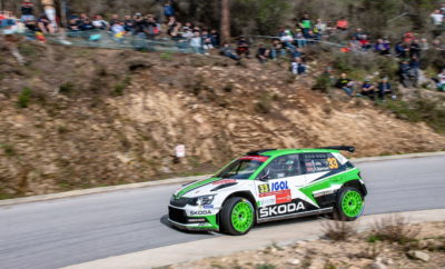 Νίκη για τη SKODA Fabia R5 στη WRC 2 του Ράλλυ Κορσικής • Η SKODA Fabia R5 των Κοπέτσκυ / Ντρέσλερ στην 1η θέση στη WRC 2 και μία εντυπωσιακή 8η θέση γενικής στο Ράλλυ Κορσικής • Τέσσερα στα πρώτα πέντε αυτοκίνητα στον τερματισμό της WRC 2 ήταν SKODA Fabia R5 • Μετά τους πρώτους τέσσερις αγώνες της χρονιάς, δύο οδηγοί της SKODA Motorsport προηγούνται στο πρωτάθλημα οδηγών της WRC 2 Μία SKODA Fabia R5, με πλήρωμα τους Γιαν Κοπέτσκυ / Πάβελ Ντρέσλερ (Jan Kopecký / Pavel Dresler) τερμάτισε πρώτη στην κατηγορία WRC 2 του Ράλλυ Κορσικής. Το αποτέλεσμα αυτό φέρνει τους Κοπέτσκυ / Ντρέσλερ στην πρώτη θέση της κατάταξης του πρωταθλήματος οδηγών στη WRC 2, μετά από 4 αγώνες - από τους 13 συνολικά - στο καλεντάρι για το 2018. Το άλλο πλήρωμα της SKODA Motorsport, οι νεαροί Νορβηγοί Όλε Κρίστιαν Βέιμπι / Στιγκ Ρούνε Σκιάρμοεν (Ole Christian Veiby / Stig Rune Skjærmoen) πέτυχαν δύο φορές τον ταχύτερο χρόνο ειδικής και έχασαν για μόλις 1,8 δευτερόλεπτα μία θέση στο βάθρο, στο οποίο ανέβηκε ένας άλλος οδηγός με Skoda Fabia R5, ο Ιταλός ιδιώτης οδηγός Fabio Adolfi. Γεγονός είναι πως η SKODA Motorsport είχε μία συνολικά εντυπωσιακή παρουσία με τις Fabia R5 στην Κορσική, αφού τα αυτοκίνητα τερμάτισαν στις 4 από τις πρώτες 5 θέσεις στην κατάταξη της WRC 2, μάλιστα με δύο από αυτά σε χέρια ιδιωτών οδηγών. Κάτι που δείχνει με τον πλέον χαρακτηριστικό τρόπο την προσεγμένη σε κάθε λεπτομέρεια δουλειά που έχει γίνει από τη SKODA στην προετοιμασία της συγκεκριμένης έκδοσης. Φυσικά, τα τελικά αποτελέσματα του Ράλλυ Κορσικής ενθουσίασαν τον επικεφαλής της SKODA Motorsport Μίχαλ Χραμπάνεκ (Michal Hrabánek), ο οποίος δήλωσε πως: «Η τέλεια σαιζόν μας συνεχίζεται, μιας και πλέον με τους Κοπέτσκυ / Ντρέσλερ και Τίντεμαντ / Άντερσσον έχουμε τις θέσεις 1 και 2 της γενικής κατάταξης της κατηγορίας WRC 2». Ο επόμενος αγώνας είναι το Ράλλυ Αργεντινής, που θα διεξαχθεί από τις 26 έως τις 29 Απριλίου.