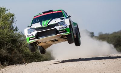 Νίκη για τη SKODA Fabia R5 στη WRC 2 του Ράλλυ Αργεντινής • Η SKODA Fabia R5 των Τίντεμαν / Άντερσσον στην 1η θέση στη WRC 2 και στη 10η θέση γενικής στο Ράλλυ Αργεντινής • Οι Ροβάνπερα / Χάλτουνεν είχαν επίσης εξαιρετική παρουσία και ήταν στην πρωτοπορία της WRC 2 πριν εγκαταλείψουν από εντυπωσιακή έξοδο με πολλά χιλιόμετρα • Η SKODA συνεχίζει να κυριαρχεί στην κατηγορία WRC 2 έχοντας κατακτήσει τα τέσσερα από τα πέντε ράλλυ που έχουν πραγματοποιηθεί μέχρι τώρα • Μετά τους πρώτους πέντε αγώνες της χρονιάς, δύο οδηγοί της SKODA Motorsport προηγούνται στο πρωτάθλημα οδηγών της WRC 2 Μία SKODA Fabia R5, με πλήρωμα τους Σουηδούς Πόντους Τίντεμαντ / Γιόνας Άντερσσον (Pontus Tidemand / Jonas Andersson), όπως και πέρσι, τερμάτισε πρώτη στην κατηγορία WRC 2 του Ράλλυ Αργεντινής. Με τη 10η συνολικά νίκη του στη WRC 2, ο πολυνίκης του θεσμού πέρασε πλέον στην πρώτη θέση της βαθμολογίας και μπροστά από τον ομόσταβλό του Γιαν Κοπέτσκυ, ο οποίος δεν αγωνίστηκε στην Αργεντινή. Τα δύο εργοστασιακά πληρώματα της SKODA, οι Τίντεμαντ / Άντερσσον και Ροβάνπερα / Χάλτουνεν ήταν τα κυρίαρχα του αγώνα. Μάλιστα, ο 17χρονος Ροβάνπερα ήταν στην πρώτη θέση της WRC 2 μέχρι και την προτελευταία ειδική διαδρομή, όταν βγήκε από τον δρόμο με πολλά χιλιόμετρα στο κοντέρ. Χάρη στο πακέτο ασφαλείας της SKODA Fabia R5 το πλήρωμα δεν έπαθε απολύτως τίποτα, αλλά το αυτοκίνητο δεν ήταν σε θέση να συνεχίσει τον αγώνα. Οι νεαροί Νορβηγοί Όλε Κρίστιαν Βέιμπι / Στιγκ Ρούνε Σκιάρμοεν (Ole Christian Veiby / Stig Rune Skjærmoen), οι άλλοι δύο junior οδηγοί της SKODA, έκαναν μια καταπληκτική εμφάνιση και τερμάτισαν στη 2η θέση της κατηγορίας RC2. Το νούμερο του ράλλυ: 18 Και στις 18 ειδικές του Ράλλυ Αργεντινής τον ταχύτερο χρόνο σημείωσαν τα SKODA Fabia R5! Οι αγώνες που έπονται στο 2018 FIA World Rally Championship (WRC 2) Πορτογαλία: 17/05/–20/05/2018 Ιταλία: 07/06/–10/06/2018 Φινλανδία: 26/07/–29/07/2018 Γερμανία: 16/08/–19/08/2018 Τουρκία: 13/09/–16/09/2018 Μεγάλη Βρεταννία: 04/10/–07/10/2018 Ισπανία: 25/10/–28/10/2018 Αυστραλία: 15/11/–18/11/2018