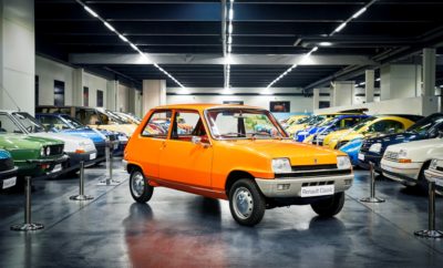 Ο φύλακας του θησαυρού της Renault Η Renault έχει δημιουργήσει μια μοναδική συλλογή με αυτοκίνητα απ’ όλες τις περιόδους της εταιρείας. Ο François Chiron είναι ένας από τους ανθρώπους που φροντίζει αυτός ο θησαυρός της αυτοκίνησης να διατηρεί την αρχική του λάμψη. Με 120 χρόνια λαμπρής ιστορίας, η Renault έχει παρουσιάσει μερικά από τα σημαντικότερα μοντέλα στην ιστορία του αυτοκινήτου. Ξεχωρίζοντας διαχρονικά για το σχεδιασμό τους, την τεχνολογία, αλλά και τον πρωτοποριακό τους χαρακτήρα, τα μοντέλα της Renault αποτελούν συχνά σημείο αναφοράς, αλλά και έμπνευσης για την αυτοκινητοβιομηχανία. Η εντυπωσιακή συλλογή Renault Classic περιλαμβάνει 750 οχήματα απ’ όλες τις περιόδους της ιστορίας της εταιρείας, ενώ εξαιρετικής σημασίας είναι και το γεγονός ότι τα περισσότερα από αυτά τα οχήματα διατηρούνται σε πλήρως λειτουργική κατάσταση. Το έργο της αναπαλαίωσης και διατήρησης αυτής της μοναδικής κληρονομιάς έχει αναλάβει μία ομάδα εξειδικευμένων ταλαντούχων τεχνικών, όπως ο François Chiron. Ο Chiron εντάχθηκε στο δυναμικό της Renault το 1999 ως εξειδικευμένος τεχνίτης κινητήρων και συστημάτων μετάδοσης. Η εμπειρία του σε αυτό τον τομέα, του επέτρεψε να αναπτύξει τις δεξιότητες του σε τέτοιο επίπεδο ώστε να επιλεγεί για την ομάδα που συντηρεί τη συλλογή Renault Classic, μια συλλογή που περιλαμβάνει από άρματα μάχης που έχει δημιουργήσει η Renault, μέχρι και μονοθέσια της Formula 1. Παρά το ότι ειδικεύεται σε κινητήρες και συστήματα μετάδοσης, η ποικιλία των εργασιών που αναλαμβάνει ο Chiron είναι τεράστια, ενώ καλύπτει ένα πολύ ευρύ χρονικό, αλλά και τεχνολογικό πεδίο. Οι εργασίες αποκατάστασης είναι αρκετά επίπονες, με δεδομένο το κορυφαίο επίπεδο πιστότητας που επιτυγχάνεται, ενώ συχνά οι μηχανικοί έχουν να αντιμετωπίσουν και την έλλειψη πληροφοριών, όπως στην περίπτωση της Nervastella, του αυτοκινήτου που έσπασε το παγκόσμιο ρεκόρ ταχύτητας το 1934. Χαρακτηριστικό είναι ότι στη συγκεκριμένη περίπτωση οι μηχανικοί εργάστηκαν έχοντας στη διάθεση τους μόνο δύο φωτογραφίες. Στη συνέχεια το σχεδιαστικό τμήμα υπολόγισε όλες τις σχετικές διαστάσεις ώστε ένας ειδικός ξυλουργός να επισκευάσει το πλαίσιο και αντίστοιχα οι μηχανικοί το αμάξωμα. Μετά την αποκατάσταση του το αυτοκίνητο οδηγήθηκε και πάλι, δεκαετίες μετά τη δημιουργία του, στην πίστα του Montlhéry που βρίσκεται περίπου 30χλμ. νότια από το Παρίσι. Εκτός από αυτοκίνητα παραγωγής και αγωνιστικά μοντέλα διαφόρων κατηγοριών, η συλλογή των 750 οχημάτων της Renault Classic περιλαμβάνει και αρκετά πρωτότυπα, όπως το Renault Project 900 του 1959, το όχημα που έθεσε τις βάσεις για την κατηγορία των πολυμορφικών οχημάτων, στην οποία η Renault κυριάρχησε με τα Scenic / Grand Scenic και Espace. Η Renault, μέσω της συλλογής Renault Classic, διατηρεί πιο ζωντανή από ποτέ την ιστορία της εταιρείας, προβάλλοντας το πνεύμα και τον πρωτοποριακό χαρακτήρα της μεγαλύτερη γαλλικής αυτοκινητοβιομηχανίας.