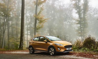 Συνεχίζεται η Επιτυχημένη Πορεία του Νέου Ford Fiesta – Ξεκινά στην Ελλάδα η Διάθεση των Νέων Εκδόσεων Active • Η Εξαιρετική πορεία του νέου Ford Fiesta στην Ελλάδα συνεχίστηκε και τον μήνα Μάρτιο – Το δημοφιλές σούπερ-μίνι διπλασίασε τις πωλήσεις του • H γκάμα Fiesta εμπλουτίζεται με τις νέες εκδόσεις Active - Ενισχυμένος Crossover χαρακτήρας με ποιότητα, κορυφαίες τεχνολογίες και την οδική συμπεριφορά ενός Ford Fiesta • Με τιμές που ξεκινούν από 17.244€ και ευέλικτα χρηματοδοτικά προγράμματα με χαμηλό επιτόκιο από 2,99%*, το νέο Ford Fiesta Active είναι εδώ για να χαρίσει ακόμα περισσότερα οδηγικά χαμόγελα Το νέο Ford Fiesta συνεχίζει την εξαιρετική του πορεία στην Ελληνική αγορά διπλασιάζοντας τις πωλήσεις του και τον μήνα Μάρτιο σε σύγκριση με πέρσι (+100%)*. Η επίδοση αυτή έρχεται να συνεχίσει την αντίστοιχη πορεία κατά τους δύο πρώτους μήνες της χρονιάς (Ιανουάριο και Φεβρουάριο), γεγονός που καταδεικνύει την εμπιστοσύνη που δείχνουν οι Έλληνες καταναλωτές σε αυτό το τεχνολογικά προηγμένο και ποιοτικό αυτοκίνητο. Παράλληλα, πιστή στον αρχικό προγραμματισμό της, η Ford συνεχίζει το δυναμικό λανσάρισμα του νέου Ford Fiesta που άρχισε πριν από σχεδόν ένα χρόνο. Μετά τις “αρχικές” εκδόσεις Business και Titanium που πρώτη στην Ευρώπη υποδέχθηκε η χώρα μας, το λανσάρισμα των σπορτίφ εκδόσεων ST-Line και των πολυτελών Vignale στην αρχή του χρόνου, ήρθε η ώρα για τη διάθεση της νέας crossover έκδοσης Active που εδώ και λίγες ημέρες βρίσκεται σε όλες τις εκθέσεις Ford στην Ελλάδα. Το νέο Fiesta Active είναι το πρώτο από μια νέα σειρά εκδόσεων με crossover χαρακτηριστικά που θα παρουσιαστούν από τη Ford τα επόμενα χρόνια. Συνδυάζει τα πλεονεκτήματα ενός SUV, όπως το νέο Ford EcoSport που παρουσιάστηκε πρόσφατα, με τη δυναμική συμπεριφορά των υπόλοιπων εκδόσεων Fiesta. Διαθέτει ιδιαίτερη εξωτερική εμφάνιση και μεγαλύτερη απόσταση από το έδαφος, - στοιχείο που επιτρέπει την κίνηση εκτός δρόμου με περισσότερη ευκολία και άνεση. Φυσικά, ενσωματώνει όλα εκείνα τα στοιχεία, που κάνουν το νέο Ford Fiesta να ξεχωρίζει από τον ανταγωνισμό, αλλά και μοναδικά επιπλέον χαρακτηριστικά που ενισχύουν περαιτέρω τον crossover χαρακτήρα του μοντέλου, όπως: • Ιδιαίτερη εξωτερική εμφάνιση με body kit προστασίας αμαξώματος, νέα εξωτερικά χρώματα, ράγες οροφής και μοναδικής σχεδίασης ζάντες αλουμινίου • Ιδιαίτερη εμφάνιση εσωτερικού με νέους συνδυασμούς σχεδίων και χρωμάτων σε καθίσματα και ταπετσαρίες • Ψηλότερη θέση οδήγησης και ύψος αμαξώματος • Ειδική ρύθμιση ανάρτησης και εμπρός αποσβεστήρες με υδραυλικούς αναστολείς (HydraulicReboundStop) για ακόμη περισσότερη άνεση κατά την κίνηση εκτός δρόμου • Ενισχυμένα ψαλίδια εμπρός • Πλήρως απενεργοποιούμενο ESP με 3 επιλέξιμα προφίλ ρύθμισης (Normal/Eco/Slippery) Οι νέες εκδόσεις Fiesta Active διατίθενται σε δύο επίπεδα εξοπλισμού με τους γνωστούς πολυβραβευμένους κινητήρες βενζίνης EcoBoost απόδοσης 100,125 και 140 ίππων, ή με τους αποδοτικούς κινητήρες Diesel απόδοσης 85 και 120 ίππων. Στον στάνταρ εξοπλισμό όλων των εκδόσεων περιλαμβάνονται τεχνολογίες ασφάλειας και υποστήριξης οδηγού όπως η υποβοήθηση διατήρησης λωρίδας (LKA), η προειδοποίηση διατήρησης λωρίδας (LDW), το ρυθμιζόμενο σύστημα περιορισμού της ταχύτητας (ASLD), η υποβοήθηση εκκίνησης στην ανηφόρα (HSA) και το ηλεκτρονικό σύστημα ευστάθειας (ESC). Με 8 χρόνια εργοστασιακή εγγύηση Ford Protect, τιμές που αρχίζουν από τα 17.244€ και τα νέα ευέλικτα χρηματοδοτικά προγράμματα της Ford Credit που σας προσφέρουν χαμηλό επιτόκιο από 2,99%**, ελάχιστη προκαταβολή από 3.449€ και έως 60 μήνες αποπληρωμής, μπορείτε εύκολα να αποκτήσετε το νέο Fiesta Active, ένα αυτοκίνητο που υπόσχεται πολλά οδηγικά χαμόγελα. Εγγύηση για το Ford Fiesta Active 8 Χρόνια Εργοστασιακή Εγγύηση Ford Protect Τιμοκατάλογος Εκδόσεων Active Έκδοση Αμάξωμα Κινητήρας Κιβώτιο Ταχυτήτων Ανώτατη Λιανική Τιμή Πώλησης Fiesta Active 2 5Θ 1.0L βενζίνη EcoBoost, 100PS 6-τάχυτο μηχανικό € 17.244 Fiesta Active 2 5Θ 1.0L βενζίνη EcoBoost, 100PS 6-τάχυτο αυτόματο € 19.496 Fiesta Active 2 5Θ 1.0L βενζίνη EcoBoost, 125PS 6-τάχυτο μηχανικό € 18.872 Fiesta Active 2 5Θ 1.0L βενζίνη EcoBoost, 140PS 6-τάχυτο μηχανικό € 19.525 Fiesta Active 2 5Θ 1.5L πετρέλαιο, 85PS 6-τάχυτο μηχανικό € 18.639 Fiesta Active 2 5Θ 1.5L πετρέλαιο, 120PS 6-τάχυτο μηχανικό € 19.200 Fiesta Active 3 5Θ 1.0L βενζίνη EcoBoost, 100PS 6-τάχυτο μηχανικό € 19.143 Fiesta Active 3 5Θ 1.0L βενζίνη EcoBoost, 100PS 6-τάχυτο αυτόματο € 20.864 Fiesta Active 3 5Θ 1.0L βενζίνη EcoBoost, 125PS 6-τάχυτο μηχανικό € 20.232 Fiesta Active 3 5Θ 1.0L βενζίνη EcoBoost, 140PS 6-τάχυτο μηχανικό € 20.885 Fiesta Active 3 5Θ 1.5L πετρέλαιο, 120PS 6-τάχυτο μηχανικό € 20.556   Χρηματοδοτικά προγράμματα Ford Fiesta Active Ποσοστό Ελάχιστης Προκαταβολής Διάρκεια (Μήνες) Επιτόκιο** 20% 12-48 2,99% 30% 12-48 5,99% 20% 12-60 8,13% Στάνταρ Εξοπλισμός ανά έκδοση Active 2: • Ζάντες ελαφρού κράματος 17" σε μαύρο χρώμα Absolute Black και φρεζαριστό φινίρισμα • Προβολείς αλογόνου εστιασμένης δέσμης με φώτα ημέρας LED • Πίσω φώτα LED • Προβολείς ομίχλης εμπρός με λαμπτήρες στροφής • Ηλεκτρικά ρυθμιζόμενοι και θερμαινόμενοι εξωτερικοί καθρέφτες • Δερμάτινο τιμόνι, δερμάτινος μοχλός χειρόφρενου, δερμάτινη λαβή μοχλού ταχυτήτων • Σπορ καθίσματα • Ηχοσύστημα της B&O Play με οθόνη αφής 6,5", Σύστημα Ford SYNC 3, 2 θύρες USB, 10 premium ηχεία υψηλής απόδοσης συμπερ/νου subwoofer, χειριστήρια στο τιμόνι • Adaptive Cruise Control • Αυτόματοι προβολείς και υαλοκαθαριστήρες με αισθητήρα βροχής και φωτοχρωματικός εσωτερικός καθρέφτης • Έλεγχος επαγρύπνησης του οδηγού (Driver Alert), αυτόματη αλλαγή μεγάλης σκάλας προβολέων (Auto Hi-Beam), αναγνώριση οδικής σήμανσης (Traffic Sign Recognition) • Air Condition • 4 ηλεκτρικά παράθυρα • Κάμερα οπισθοπορείας • Ηλεκτρικά ρυθμιζόμενοι, θερμαινόμενοι και αναδιπλούμενοι εξωτερικοί καθρέφτες • Σύστημα υποβοήθησης αποφυγής σύγκρουσης (Collision Mitigation System) • Αυτόματο ηλεκτρονικό σύστημα κλιματισμού • Ράγες οροφής Active 3 (επιπλέον της Active 2): • Ημιδερμάτινα καθίσματα • Οθόνη αφής 8" • Σύστημα Πλοήγησης • Αναδιπλούμενοι εξωτερικοί καθρέφτες