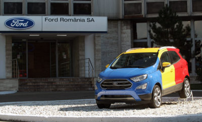 Η Ford Επιβεβαιώνει την Παραγωγή και Δεύτερου Οχήματος στο Εργοστάσιο της Κραϊόβα στη Ρουμανία, Νέα Επένδυση 200 Εκατομμυρίων Ευρώ και 1.500 Νέες Θέσεις Εργασίας • Η Ford επιβεβαιώνει την παραγωγή ενός δεύτερου οχήματος στο Εργοστάσιό της στην Κραϊόβα της Ρουμανίας, που έρχεται να προστεθεί στο νέο μικρό SUV Ford EcoSport και τον κινητήρα 1.0L EcoBoost • Η Ford επενδύει 200 εκατομμύρια ευρώ στις εγκαταστάσεις του εργοστασίου, συνολική επένδυση ύψους 1,5 δις ευρώ από το 2008 • Αναμένεται να δημιουργηθούν 1.500 θέσεις εργασίας, ανεβάζοντας το ανθρώπινο δυναμικό στην Κραϊόβα στους 5.900 εργαζόμενους Η Ford επιβεβαίωσε σήμερα την επένδυση έως 200 εκατομμυρίων ευρώ και τη δημιουργία 1.500 νέων θέσεων εργασίας για την παραγωγή ενός δεύτερου μοντέλου στο εργοστάσιό της, στην Κραϊόβα της Ρουμανίας. Προς το παρόν, στο εργοστάσιο της Κραϊόβα κατασκευάζεται ήδη το μικρό SUV EcoSport και ο χιλιάρης EcoBoost κινητήρας της Ford. Το δεύτερο μοντέλο και η έναρξη παραγωγής του θα επιβεβαιωθούν όταν πλησιάζει το λανσάρισμα. «Αυτή η νέα επένδυση προάγει την εξελισσόμενη γκάμα συναρπαστικών νέων μοντέλων μας Ευρωπαϊκής παραγωγής και συνεχίζει τη μεταμόρφωση του εργοστασίου μας στην Κραϊόβα» δήλωσε ο Steven Armstrong, president & CEO, Ford Ευρώπης, Μέσης Ανατολής & Αφρικής. «Η προσθήκη του δεύτερου οχήματος αποτελεί απόδειξη της λειτουργικής ευελιξίας του εργοστασίου μας στην Κραϊόβα και υποδηλώνει τις ισχυρές συνεργασίες που έχουμε με τοπικούς προμηθευτές και την κοινότητα.» Η συνολική επένδυση της Ford στις δραστηριότητες παραγωγής της στη Ρουμανία – συμπεριλαμβανομένης της επένδυσης των 200 εκατομμυρίων ευρώ που ανακοινώθηκε σήμερα – είναι σχεδόν 1.5 δις ευρώ από το 2008 που απέκτησε το εργοστάσιο της Κραϊόβα. Ανάμεσα στις σημαντικές, πρόσφατες αναβαθμίσεις είναι η εγκατάσταση περισσοτέρων των 550 ρομπότ με σκοπό την περαιτέρω βελτίωση της απόδοσης και της ποιότητας στο βαφείο, στο φανοποιείο και στα τμήματα διακόσμου και πλαισίου. Για την υποστήριξη της παραγωγής του νέου οχήματος, η Ford Romania σκοπεύει να προσλάβει περίπου 1.500 άτομα (ανειδίκευτο και εξειδικευμένο προσωπικό) για μία τρίτη βάρδια, αυξάνοντας έτσι το υπάρχον ανθρώπινο δυναμικό των 4.400 εργαζομένων στις κορυφαίες εγκαταστάσεις συναρμολόγησης οχημάτων και κινητήρων. Σαν αποτέλεσμα, ο συνολικός αριθμός των εργαζομένων θα φτάσει τους 5.900. Η αναμενόμενη αύξηση της παραγωγής οχημάτων στην Κραϊόβα δίνει ακόμα μεγαλύτερη βαρύτητα στις τρέχουσες συζητήσεις μεταξύ της Ford και της Ρουμανικής κυβέρνησης. Η επένδυση στο μέλλον της Κραϊόβα αποδεικνύει την εμπιστοσύνη της Ford στις υποσχέσεις της Ρουμανικής κυβέρνησης για την υλοποίηση σημαντικών αναβαθμίσεων στην υποδομή και βελτιώσεων στον τομέα logistics, που είναι απαραίτητες για τη διατήρηση της παγκόσμιας ανταγωνιστικότητας των εκεί δραστηριοτήτων παραγωγής της μάρκας. Η οποιαδήποτε καθυστέρηση θα υπονόμευε σημαντικά τις προσπάθειες της Ford και των προμηθευτών της για τη μεταφορά αυξημένου όγκου οχημάτων και εξαρτημάτων. Το EcoSport που κατασκευάζεται στην Κραϊόβα λανσαρίστηκε το 2017 και πωλείται σε όλη την Ευρώπη. Διαθέτει προηγμένη καμπίνα, έναν ισχυρό και αποδοτικό νέο κινητήρα 1.5L EcoBlue diesel, Intelligent All Wheel Drive και σπορ μοντέλο ST-Line.