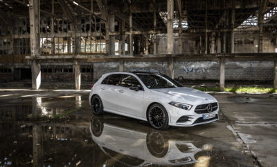 Η τέταρτη γενιά της Mercedes-Benz A-Class αποκτά ακόμη πιο νεανικό και δυναμικό χαρακτήρα και γίνεται ταυτόχρονα τόσο ώριμη και άνετη όσο ποτέ άλλοτε! Η νέα A-Class επανακαθορίζει την έννοια της σύγχρονης πολυτέλειας στην compact κατηγορία και προκαλεί επανάσταση με τον εσωτερικό σχεδιασμό και την πρωτοποριακή τεχνολογία της. Χάρη στο νέο διαδραστικό σύστημα τηλεματικής MBUX δίνει νέα διάσταση στην εμπειρία του χρήστη και εντυπωσιάζει με τις επιπλέον λειτουργίες και τα συστήματα που προσφέρει και που μέχρι πρότινος εξόπλιζαν μεγαλύτερα μοντέλα στην γκάμα της Mercedes-Benz. «Με την τέταρτη γενιά της A-Class επαναπροσδιορίζουμε τη σύγχρονη πολυτέλεια modern luxury στην compact κατηγορία και γι’ αυτό επιλέξαμε έναν συνδυασμό ασυμβίβαστης δυναμικής σχεδίασης με μια έξυπνη λειτουργική ιδέα», λέει χαρακτηριστικά η Britta Seeger, Μέλος του Δ.Σ. της Daimler AG, Υπεύθυνη για τις Πωλήσεις των Επιβατηγών Οχημάτων Mercedes-Benz. «Οι νέες τεχνολογίες πρέπει να δίνουν μεγαλύτερη έμφαση στους ανθρώπους και να διευκολύνουν τη ζωή τους. Η νέα A-Class το επιτυγχάνει με πολλούς τρόπους και γίνεται έτσι μια συναισθηματικά ελκυστική και ευφυής σύντροφος», αναφέρει ο Ola Kälenius, Μέλος του Δ. Σ. της Daimler AG, Υπεύθυνος Έρευνας και Ανάπτυξης της Mercedes-Benz. Στα ξεχωριστά χαρακτηριστικά της νέας A-Class περιλαμβάνεται το εντελώς νέο σύστημα πολυμέσων MBUX - Mercedes-Benz User Experience. Πρόκειται για ένα είδος «συναισθηματικής» σύνδεσης ανάμεσα στον οδηγό, το όχημα και τους επιβάτες, καθώς διαθέτει δυνατότητα εκμάθησης μέσω τεχνητής νοημοσύνης. Επιπλέον, ως μέρος της φιλοσοφίας Intelligent Drive συναντάμε στη νέα A-Class ένα εξελιγμένο σύστημα ημι-αυτόνομης οδήγησης το οποίο μπορεί να χρησιμοποιηθεί σε συγκεκριμένες οδηγικές καταστάσεις και για πρώτη φορά περιλαμβάνεται σε όχημα της κατηγορίας. Ο ορισμός της «μοντέρνας πολυτέλειας» επαναπροσδιορίζεται και στο εσωτερικό του αυτοκινήτου, όπου το «Avant-garde» ταμπλό οργάνων και ο μοντέρνος θάλαμος των επιβατών προσδίδουν μοναδικό στιλ. Επιπλέον, στο ταμπλό ενσωματώνονται δύο οθόνες που ξεκινούν από μέγεθος 7 ιντσών (βασική έκδοση) και φτάνουν έως τις 10.25 ίντσες (26 cm) για να δημιουργήσουν ένα εντελώς αυτόνομο σύνολο ευρείας οθόνης. Επίσης, ιδιαίτερη έμφαση έχει δοθεί στη λειτουργικότητα και την χρηστικότητα, αφού η νέα A-Class προσφέρει καλύτερη περιμετρική ορατότητα, αυξημένους χώρους στο ύψος των ώμων, των χεριών και του κεφαλιού και ο χώρος αποσκευών είναι σημαντικά μεγαλύτερος σε σχέση με το απερχόμενο μοντέλο. Τέλος, στον τομέα των επιδόσεων μία νέα γκάμα αποδοτικών κινητήρων εγγυάται ακόμη μεγαλύτερη οδηγική απόλαυση και άνεση. Η νέα A-Class αναμένεται στη χώρα μας τον Ιούνιο, ενώ είναι ήδη διαθέσιμη προς παραγγελία στις παρακάτω εκδόσεις και τιμές: A 200 A 250 (Auto) A 180 d (Auto) Κιβώτιο ταχυτήτων MT 6 7G-DCT 7G-DCT Ισχύς (kW/hp) 120/163 165/224 85/116 σε rpm 5,500 5,500 4,000 Μέγιστη ροπή (Nm) 250 350 260 σε rpm 1,620 1,800 1,750-2,500 Κατανάλωση καυσίμου, NEDC συνδυασμένος κύκλος (l/100 km) 6.3-5.8 6.5-6.2 4.5-4.1 Εκπομπές CO22 NEDC συνδυασμένος κύκλος (g/km) 144-133 149-141 118-108 Επιτάχυνση 0-100 km/h (s) 8.2 6.2 10.5 Μέγιστη ταχύτητα (km/h) 225 250 202 Μήκος/πλάτος/ύψος (mm) 4,419/ 1,796/ 1,440 4,419/ 1,796/ 1,445 4,419/ 1,796/ 1,440 Μεταξόνιο (mm) 2,729 Προτεινόμενες τιμές Λιανικής €32.605 €44.120 €32.288 Ο κυριότερος βασικός εξοπλισμός των μοντέλων στην Ελλάδα: • Ενεργή υποβοήθηση διατήρησης λωρίδας κυκλοφορίας • Active Brake Assist • Αερόσακος γονάτων οδηγού • Mercedes-Benz σύστημα κλήσης έκτακτης ανάγκης • Μονάδα επικοινωνιών (LTE) για τη χρήση υπηρεσιών Mercedes me connect • Χειριστήρια αλλαγής ταχυτήτων στο τιμόνι • CRUISE CONTROL - Σύστημα ρύθμισης ταχύτητας • THERMATIC - σύστημα κλιματισμού • Προεγκατάσταση ψηφιακού ραδιοφώνου • DYNAMIC SELECT • Δερμάτινο τιμόνι νέας γενιάς με πλήκτρα αφής και ενσωματωμένο Cruise Control Τιμόνι νέας γενιάς με πλήκτρα αφής και ενσωματωμένο Cruise Control • Touchpad με κομψή σχεδίαση • MBUX σύστημα πολυμέσων CONNECT 20 • Πακέτο Style • Ζάντες αλουμινίου (16") 40.6 cm, σχεδιασμός 5 διπλών ακτίνων • Πακέτο άνεσης καθισμάτων • Σύστημα προστασίας πεζών • Πακέτο φωτισμού και ορατότητας 345 • Υαλοκαθαριστήρες με αισθητήρα βροχής