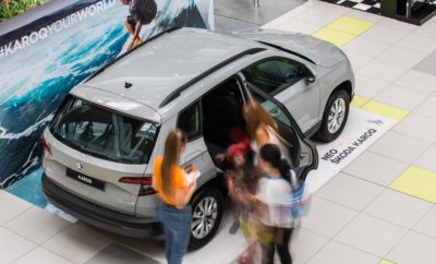 Το νέο SKODA Karoq στο Athens Metro Mall • Το νέο SKODA Karoq βρίσκεται ήδη στο Athens Metro Mall, όπου και θα παραμείνει στη διάθεση των επισκεπτών, για τις επόμενες 3 εβδομάδες • Δυνατότητα test-drive για τους ενδιαφερόμενους κάθε Παρασκευή και Σάββατο Το νέο SKODA Karoq, το ολοκαίνουργιο compact SUV της SKODA, εκτίθεται ήδη στο Athens Metro Mall, το μεγάλο εμπορικό κέντρο των Νοτίων Προαστίων, όπου και θα παραμείνει για περίπου 3 εβδομάδες. Το νέο μοντέλο θα είναι καθημερινά στη διάθεση των επισκεπτών του κέντρου, οι οποίοι μπορούν να το δουν από κοντά, να θαυμάσουν το ξεχωριστό του design και να εντυπωσιαστούν από τις πάμπολλες Simply Clever λύσεις που διαθέτει. Πρόκειται για στοιχεία εξοπλισμού του Karoq που ξαφνιάζουν με την πρωτοτυπία και τη χρηστικότητά τους και – κυρίως – κάνουν πιο εύκολη και άνετη τη ζωή οδηγού και επιβατών. Παράλληλα, οι ενδιαφερόμενοι θα έχουν τη δυνατότητα να ενημερωθούν για τις προηγμένες τεχνολογίες του μοντέλου σε επίπεδο συνδεσιμότητας και ασφάλειας αλλά και να πληροφορηθούν για τις μοναδικές καλοκαιρινές προσφορές της SKODA, διαθέσιμες στο δίκτυο Εξουσιοδοτημένων Εμπόρων της. Ίσως το πιο σημαντικό, ένας στόλος από SKODA Karoq, τόσο με τον πετρελαιοκινητήρα των 1.600 κ.εκ. όσο και με τους δύο βενζινοκινητήρες, των 1.000 και 1.500 κ.εκ., είναι διαθέσιμος για test-drive κάθε Παρασκευή και Σάββατο. Την παρουσία της SKODA στο Athens Metro Mall συμπληρώνουν μία SKODA Fabia Cup Edition, μία Octavia με κινητήρα φυσικού αερίου – CNG και ένα Superb, τα οποία βρίσκονται παρκαρισμένα έξω από την κεντρική είσοδο του εμπορικού κέντρου. Το SKODA Karoq θα βρίσκεται στο Athens Metro Mall, στη Λεωφ. Βουλιαγμένης 276, στον Άγιο Δημήτριο, μέχρι και την Τρίτη 12 Ιουνίου. Τα Karoq που βρίσκονται στο εμπορικό κέντρο είναι διαθέσιμα για test-drive κάθε Παρασκευή 4.00 - 9.00 μ.μ. και Σάββατο 10.00 π.μ. - 08.00 μ.μ.. Φυσικά, είναι διαθέσιμα για test-drive καθημερινά, όπως και όλη η γκάμα της μάρκας, στο δίκτυο Εξουσιοδοτημένων Εμπόρων Kosmocar-SKODA σε όλη την Ελλάδα.