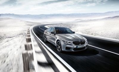 Η νέα BMW M5 Competition (κατανάλωση μικτού κύκλου: 10,8 l/100 k, εκπομπές CO2 στο μικτό κύκλο: 246 – 243 g/km)* συνδυάζει εξαιρετικές επιδόσεις και μία μοναδική αύρα με απαράμιλλη πρακτικότητα σε καθημερινή χρήση, κάτι για το οποίο φημίζονται τα μοντέλα BMW M. Η αυξημένη ισχύς κατά 19 kW/25 hp συγκριτικά με τη στάνταρ έκδοση της νέας BMW M5 (έως 460 kW/625 hp), η ταχύτερη απόκριση και η ειδική ρύθμιση του πλαισίου υπόσχονται την απόλυτη αγωνιστική οδηγική εμπειρία. Το λανσάρισμα της νέας BMW M5 Competition προαναγγέλλει τη δημιουργία μιας νέας προϊοντικής κατηγορίας. Στο μέλλον, η BMW M GmbH θα προσφέρει τις ισχυρότερες εκδόσεις των υψηλών επιδόσεων αυτοκινήτων της σαν μεμονωμένα μοντέλα. Ο κινητήρας: αυξημένη ισχύς και κλασικές επιδόσεις Μ. Η οδηγική εμπειρία υψηλών επιδόσεων που προσδιορίζει το χαρακτήρα της νέας BMW M5 Competition είναι βαθιά συναισθηματική – και πηγάζει από τον τρόπο που ο κινητήρας παράγει την ισχύ του. Ο V8 4.4L με τεχνολογία M TwinPower Turbo αποδίδει τώρα μέγιστη ισχύ 460 kW/625 hp στις 6.000 rpm. Η μέγιστη ροπή είναι 750 Nm και είναι διαθέσιμη σε μεγάλο εύρος στροφών – από 1.800 – 5.800 rpm (π.χ. μεγαλύτερο εύρος 200 στροφών συγκριτικά με τη στάνταρ έκδοση της νέας BMW M5). Επομένως, ο υψηλόστροφος χαρακτήρας του οκτακύλινδρου αξιοποιείται προσφέροντας στη νέα BMW M5 Competition εκπληκτικές επιταχύνσεις. Η μοναδική καμπύλη ισχύος κάνει αισθητή την παρουσία της, καθώς μειώνει το χρόνο επιτάχυνσης 0 - 100 km/h στην Competition σε 3,3 δεύτ. Επιπλέον, το 0 – 200 km/h επιτυγχάνεται σε 10,8 δευτ. – 0,3 δευτερόλεπτα ταχύτερη από την στάνταρ έκδοση της νέας M5. Οι στάνταρ προδιαγραφές της νέας BMW M5 Competition περιλαμβάνουν ειδικό σύστημα εξαγωγής M Sport με διακοσμητικά απολήξεων σε black chrome. Αυτή η έκδοση εξάτμισης με κλαπέτα και διπλές απολήξεις παράγει ένα συναρπαστικό ήχο. Από την άλλη, η προσθήκη ενός φίλτρου σωματιδίων στην πανοπλία της Competition επιτρέπει περαιτέρω μείωση των εκπομπών ρύπων. Ειδικά σχεδιασμένες βάσεις κινητήρα βελτιστοποιούν την απόκριση και τη συμπεριφορά στις στροφές. Η νέα BMW M5 Competition υιοθετεί ειδικές βάσεις κινητήρα, που επηρεάζουν αισθητά και τις δυνατότητες επιδόσεων του αυτοκινήτου. Οι βάσεις κινητήρα έχουν τροποποιηθεί και φέρουν σκληρότερα ελατήρια, ενώ η ισχυρότερη σύνδεση του στη δομή του οχήματος μεταφράζεται σε ταχύτερη απόκριση και άμεση μεταφορά της ισχύος στο σύστημα μετάδοσης. Το αυτοκίνητο στρίβει επίσης με βελτιωμένη κατευθυντικότητα και ακρίβεια χάρη στις πιο άκαμπτες βάσεις. Οκτατάχυτο κιβώτιο M Steptronic και M xDrive . Τη μετάδοση ισχύος στη νέα BMW M5 Competition αναλαμβάνει και πάλι το οκτατάχυτο κιβώτιο M Steptronic. Τρία διαφορετικά προγράμματα – που επιτρέπουν την επιλογή μεταξύ αποδοτικής, σπορ ή πολύ δυναμικής οδήγησης – ενεργοποιούνται μέσω του διακόπτη Drivelogic στον επιλογέα σχέσεων. Έχοντας κάνει το ντεμπούτο του στη στάνταρ έκδοση της νέας BMW M5, το σύστημα M xDrive AWD μεταφέρει την αυξημένη ιπποδύναμη της BMW M5 Competition στο δρόμο με αυτοκυριαρχία, σιγουριά και απίστευτη προθυμία. Προσφέρει την έξτρα πρόσφυση που απαιτείται για να επιτυγχάνονται χρόνοι επιτάχυνσης αντάξιοι ενός σούπερ σπορ αυτοκινήτου. Η ελεγχόμενη συνεργασία μεταξύ M xDrive και Active M Differential είναι κυρίως υπεύθυνη για την κατανομή της πλούσιας ισχύος του κινητήρα στους τροχούς με ελάχιστες απώλειες. Η κατανομή περισσότερης ισχύος στον πίσω άξονα του M xDrive είναι ένας ακόμα αποφασιστικός παράγοντας στην τεράστια ευελιξία του sedan. Επιπλέον, μία ρύθμιση αποκλειστικά πίσω κίνησης (2WD) επιτρέπει στους έμπειρους και ικανούς οδηγούς να απολαμβάνουν την εμπειρία που προσέφεραν προηγούμενες γενιές της BMW M5 – π.χ. καθαρή διαχείριση, χωρίς ενεργοποιημένα συστήματα ελέγχου που ‘τιθασεύουν’ το όχημα. Εξατομικευμένη ρύθμιση πλαισίου για απόλυτη ακρίβεια και επιδόσεις. Όπως όλα τα μοντέλα BMW M, η νέα BMW M5 Competition είναι εξοπλισμένη με τεχνολογία πλαισίου που εναρμονίζεται άριστα με τα χαρακτηριστικά επιδόσεων του κινητήρα. Οι σχετικές μετατροπές εξασφαλίζουν ελεγχόμενη με ακρίβεια συμπεριφορά σε όλες τις περιπτώσεις. Εκτός από το χαμήλωμα του οχήματος κατά επτά χιλιοστά, η ειδική ρύθμιση του μοντέλου περιλαμβάνει βελτιωμένο σετάρισμα στην ανάρτηση, τα ελατήρια και τους αποσβεστήρες. Το αυξημένο κάμπερ στον εμπρός άξονα, βελτιώνει την ικανότητα του αυτοκινήτου να απορροφά τις πλευρικές δυνάμεις στις γρήγορες στροφές. Η τοποθέτηση σφαιρικών συνδέσμων αντί για σαϊλεντμπλόκ στους βραχίονες ελέγχου σύγκλισης έχει σαν αποτέλεσμα ακόμα μεγαλύτερη ακρίβεια γεωμετρίας στον πίσω άξονα. Και η πίσω αντιστρεπτική δοκός είναι σκληρότερη. Ο εμπρός άξονας της νέας BMW M5 Competition φέρει νέας σχεδίασης βάση για την αντιστρεπτική δοκό. Έχοντας σκληρότερα ελατήρια στον εμπρός και πίσω άξονα κατά 10% σε σχέση με την στάνταρ έκδοση της νέας BMW M5 μειώνονται οι κλίσεις αμαξώματος με θετική επίδραση και στην απόκριση του συστήματος διεύθυνσης. Επιπλέον, κοντύτερα βοηθητικά ελατήρια μειώνουν τις διακυμάνσεις στα φορτία των τροχών όπως και η μοναδική ρύθμιση των υδραυλικών των αποσβεστήρων. Συνεπώς, η άμεση σύνδεση με το πλαίσιο γίνεται αντιληπτή και σε Comfort mode. Επιλέγοντας Sport mode ενεργοποιείται η ρύθμιση αποσβεστήρων που είναι ιδανική για δοκιμές στην πίστα του Nürburgring’s Nordschleife, ενώ το Sport Plus επιτρέπει την εξαιρετικά δυναμική οδήγηση σε πίστες grand prix. Ο στάνταρ εξοπλισμός της νέας BMW M5 Competition περιλαμβάνει αποκλειστικές ζάντες αλουμινίου M σε σχέδιο ακτίνων Y με δίχρωμο φινίρισμα. Οι σφυρήλατες ζάντες 20-ιντσών συνδυάζονται με ελαστικά διαφορετικών διαστάσεων εμπρός /πίσω - 275/35 R 20 μπροστά και 285/35 R 20 πίσω. Αποκλειστικά και εκφραστικά σχεδιαστικά στοιχεία. Η αποκλειστική αίσθηση της νέας BMW M5 Competition αναδεικνύεται περαιτέρω από μία γκάμα σχεδιαστικών χαρακτηριστικών αποκλειστικών για το μοντέλο. Ο διάκοσμος BMW Individual high-gloss Shadow Line συμπληρώνεται από τη χρήση διακριτικού σπορ high-gloss black για το πλαίσιο της μάσκας, το διακοσμητικό πλέγμα στα βράγχια BMW Μ στα εμπρός πλαϊνά πάνελ, το διάκοσμο του καλύμματος του πίσω προφυλακτήρα και τα καλύμματα εξωτερικών καθρεπτών. Ένα ακόμα ιδιαίτερο χαρακτηριστικό είναι οι λαβές ανοίγματος θυρών, που είναι βαμμένες στο χρώμα του αμαξώματος. Η πίσω αεροτομή και το λογότυπο ‘M5’ στο πορτμπαγκάζ – όπου προστίθεται το ‘Competition’ – βάφονται επίσης σε high-gloss black. Μέσα στο αυτοκίνητο, μία διακριτική ρίγα σε αποχρώσεις της BMW M GmbH για τους ιμάντες των ζωνών και τα πατάκια με ειδική μπορντούρα και λογότυπο ‘M5’, προδίδουν τον αποκλειστικό χαρακτήρα τη νέας BMW M5 Competition. Ένα ακόμα στοιχείο ταυτότητας είναι το γραφικό ‘M Competition’ που εμφανίζεται στον πίνακα οργάνων ως χαιρετισμός του οδηγού κατά την εκκίνηση. * Οι τιμές κατανάλωσης είναι προκαταρτικές (σε μερικές περιπτώσεις), βασισμένες στον Ευρωπαϊκό κύκλο δοκιμών και ενδέχεται να διαφέρουν ανάλογα με τη διάσταση του ελαστικού. Οι τιμές κατανάλωσης καυσίμου, εκπομπών CO2, ηλεκτρικής κατανάλωσης και αυτονομίας καθορίστηκαν σύμφωνα με την Ευρωπαϊκή Οδηγία (EC) 715/2007 στην ισχύουσα έκδοση την εποχή της έγκρισης τύπου. Οι τιμές αναφέρονται σε ένα όχημα με βασικό εξοπλισμό στη Γερμανία και διαφέρουν ανάλογα με τις διαστάσεις ζαντών / ελαστικών και επιλεγμένων στοιχείων προαιρετικού εξοπλισμού. Οι τιμές για οχήματα που επισημαίνονται με (…) ήδη βασίζονται στη νέα οδηγία WLTP και έχει γίνει αναγωγή στις αντίστοιχες τιμές NEDC για λόγους σύγκρισης. Αναφορικά με αυτά τα οχήματα, για σχετικούς φόρους και τα όποια ειδικά τέλη που βασίζονται σε εκπομπές CO2, οι τιμές CO2 ίσως διαφέρουν από αυτές που αναφέρονται εδώ (ανάλογα με την εθνική νομοθεσία). Οι προδιαγραφές εκπομπών CO2 προσδιορίζονται σύμφωνα με την Οδηγία 1999/94/EC και την Pkw-EnVKV, και βασίζονται στις τιμές κατανάλωσης και εκπομπών CO2 που ορίζει ο κύκλος NEDC.