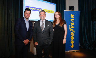 Goodyear Dunlop Hellas: Σταθερή πορεία με εστίαση στην εταιρική υπευθυνότητα 28 Ιουνίου 2018 –Τις νέες της δράσεις εταιρικής υπευθυνότητας παρουσίασε η Goodyear Dunlop Hellas, συνεχίζοντας την πορεία υποστήριξης προς την κοινωνία και τις ευπαθείς ομάδες, που αποτελεί στρατηγικό πυλώνα της εταιρίας εδώ και πολλά χρόνια. «Εκτός από κορυφαία εταιρία στον κλάδο των ελαστικών, η Goodyear Dunlop Hellas λειτουργεί διαχρονικά ως υπεύθυνος κοινωνικός εταίρος, πιστεύοντας ότι η καινοτομία, η πρωτοπορία και η επιτυχία θα πρέπει να ανταποδίδονται στην κοινωνία. Τα ελαστικά της Goodyear Dunlop μεταφέρουν εκατομμύρια ανθρώπους στην καθημερινότητά τους, αλλά η σκέψη ότι είμαστε μέρος ξεχωριστών διαδρομών ανθρωπιάς και προσφοράς, μας γεμίζει συγκίνηση» τόνισε ο κ. Νίκος Σπανός, Πρόεδρος & Διευθύνων Σύμβουλος της Goodyear Dunlop Hellas. Σε αυτό το πλαίσιο η Goodyear Dunlop Hellas επέλεξε να στηρίξει φέτος το σημαντικό έργο των Γιατρών του Κόσμου εξοπλίζοντας με ελαστικά 15 από τα οχήματα που χρησιμοποιούνται στις αποστολές τους. «Φέτος στηρίζουμε υπερήφανα έναν οργανισμό που έχει γράψει χιλιόμετρα σε ένα κοντέρ αποστολών με προορισμό τον άνθρωπο.» ανέφερε η Νατάσσα Βελεσιώτη, Διευθύντρια Marketing της Goodyear Dunlop Hellas. «Με τα ελαστικά της Goodyear αρωγό, στο εξής, των αποστολών των Γιατρών του Κόσμου Ελλάδος, μας δίνεται αυτή την επιπλέον ώθηση στην προσπάθεια που κάνουμε» ανέφερε ο κ. Κωνσταντίνος Τρουπάκης υπεύθυνος επικοινωνίας των Γιατρών του Κόσμου στην Ελλάδα. Υπενθυμίζεται ότι και το 2017 η Goodyear Dunlop Hellas προχώρησε σε μία σημαντική χορηγία παροχής ελαστικών προς το Πυροσβεστικό Σώμα Ελλάδος. Τον Δεκέμβριο του 2017 διοργανώνοντας δύο ξεχωριστές θεατρικές παραστάσεις σε Αθήνα και Θεσσαλονίκη, με έμπνευση από τον παλιό, καλό ελληνικό κινηματογράφο, η θεατρική ομάδα της εταιρίας-αποτελούμενη αποκλειστικά από εργαζόμενους της εταιρίας-ανέβηκε στη σκηνή για να συγκεντρωθούν χρήματα για το «Κάνε Μια Ευχή Ελλάδος».