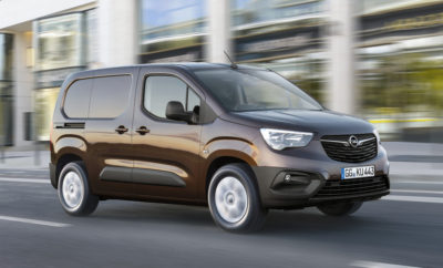 Καλύτερο από ποτέ: Η 5η γενιά Opel Combo προσφέρει κορυφαία απόδοση Πρωταθλητής χωρητικότητας: Χώρος φόρτωσης 4,4m3 και ωφέλιμο φορτίο 1.000 kg Ευρηματικό για μεγάλα φορτία: Δυνατότητα μεταφοράς δύο Ευρωπαλετών Εξαιρετικά ευέλικτο: Κοντές & μακριές εκδόσεις, crew cab, άνοιγμα παραθύρου 5ης πόρτας Κορυφαίες καινοτομίες: Permanent Rear View Camera, πολλά συστήματα υποστήριξης Συνδεδεμένο: Τελευταία γενιά συστημάτων infotainment με οθόνη αφής 8-ιντσών Άνεση επιβατικού αυτοκινήτου: Θερμαινόμενο τιμόνι, μοναδικό στην κατηγορία, θερμαινόμενα εμπρός καθίσματα και διζωνικό σύστημα ελέγχου κλιματισμού Σύντομα διαθέσιμο: Παγκόσμια πρεμιέρα και έναρξη πωλήσεων τον Σεπτέμβριο Η Opel ανακοινώνει την 5η γενιά του συμπαγούς, πολυχρηστικού επαγγελματικού μοντέλου της, Combo. Το νέο Combo cargo van εξελίχθηκε με κριτήριο την κορυφαία απόδοση και το χαμηλότερο κόστος ιδιοκτησίας στην κατηγορία, χάρη στη νέα αρχιτεκτονική, στην ευφυή διάταξη χώρων και στις μοναδικές τεχνολογίες. Ταυτόχρονα, αντιπροσωπεύει ένα τεράστιο άλμα συγκρινόμενο με την απερχόμενη έκδοση. Με την παγκόσμια πρεμιέρα του προγραμματισμένη για την Έκθεση Επαγγελματικού Αυτοκινήτου (ΙΑΑ) στο Αννόβερο, στις 19 Σεπτεμβρίου 2018, και την παραγγελιοηψία να ξεκινά τον Σεπτέμβριο, το νέο Combo προσφέρει μία ευρεία γκάμα τύπων αμαξώματος που περιλαμβάνει κοντή έκδοση μήκους 4,40 m, μακριά έκδοση 4,75 m, και στις δύο περιπτώσεις με δύο ή τρία εμπρός καθίσματα, και ένα ευρύχωρο πενταθέσιο crew cab. Το νέο συμπαγές όχημα μεταφορών της Opel επισκιάζει επίσης πολλούς από τους βασικούς ανταγωνιστές του έχοντας χωρητικότητα χώρου φόρτωσης 4,4m3, ωφέλιμο φορτίο έως 1.000 kg και μήκος φόρτωσης έως 3.440 mm για εξοπλισμό και υλικά εργασιών. Αποφασιστικής σημασίας για πολλούς επαγγελματίες, είναι ότι η απόσταση ανάμεσα στους θόλους των τροχών είναι αρκετά μεγάλη ώστε να επιτρέπει τη φόρτωση Ευρωπαλετών. Μάλιστα δύο τέτοιες Ευρωπαλέτες χωράνε στο χώρο φόρτωσης της κοντής έκδοσης του Combo. Επίσης, φορτία μεγάλου μήκους, όπως ξύλινες σανίδες μπορούν να τοποθετούνται υπό γωνία χάρη στο προαιρετικό άνοιγμα παραθύρου 5ης πόρτας. Αξιοσημείωτο στοιχείο που λανσάρεται στη νέα γενιά Opel Combo είναι ένας δείκτης υπερφόρτωσης που λειτουργεί με αισθητήρα[1] ο οποίος, ενημερώνει τον οδηγό, πιέζοντας ένα μπουτόν, για την υπέρβαση του επιτρεπόμενου φορτίου. Επιπλέον, το νέο Combo έρχεται εξοπλισμένο με περισσότερες καινοτόμες τεχνολογίες και μέχρι 19 συστήματα υποστήριξης που κάνουν την οδήγηση, τους ελιγμούς και τη μεταφορά αγαθών ή πληρώματος ευκολότερη, ασφαλέστερη και πιο άνετη. Η προαιρετική, μόνιμη κάμερα οπισθοπορείας - Permanent Rear View Camera1, λειτουργεί σαν “ψηφιακός” μεσαίος καθρέπτης – βελτιώνοντας σημαντικά την ορατότητα των panel vans ή των πλήρως φορτωμένων οχημάτων. Επιπλέον, μία δεύτερη κάμερα στον εξωτερικό καθρέπτη του συνοδηγού εξασφαλίζει ότι ο οδηγός δεν χρειάζεται πλέον να ανησυχεί για το ‘τυφλό σημείο’ σε αυτή την πλευρά του οχήματος. Το νέο Combo μπορεί επίσης να εφοδιάζεται με το νέο σύστημα Flank Guard[2] που λειτουργεί με αισθητήρα και βοηθά να αποφεύγονται δυσάρεστες και δαπανηρές προσκρούσεις ή γρατζουνιές όταν το όχημα στρίβει με χαμηλή ταχύτητα. Το σύστημα προειδοποιεί τον οδηγό, εάν το όχημα κινδυνεύει να συγκρουστεί πλευρικά με εμπόδιο (κολώνα, μπαριέρα, τοίχο, ή άλλα οχήματα). Οι επαγγελματίες που κινούνται σε περιοχές όπου απαιτείται αυξημένη ελκτική πρόσφυση λόγω λάσπης, άμμου ή χιονιού, μπορούν επίσης να αναβαθμίσουν το προσθιοκίνητο Combo τους με το ηλεκτρονικό σύστημα ελέγχου πρόσφυσης IntelliGrip και με το σετάρισμα εργοταξίου (“worksite” set-up). Αυτό περιλαμβάνει αυξημένη απόσταση από το έδαφος 30 mm, εμπρός και πίσω σκληρότερες αντιστρεπτικές δοκούς, αυξημένη διάμετρο ελαστικών και πίσω ελατήρια μεταβλητής σκληρότητας. Και τα προαιρετικά, υπερσύγχρονα συστήματα ενημέρωσης ψυχαγωγίας που είναι συμβατά με Apple CarPlay and Android Auto εξασφαλίζουν ότι οι οδηγοί θα βρίσκουν το δρόμο της ακόμα και στις πιο απομακρυσμένες περιοχές. «Το Opel Combo είναι ο ιδανικός σύντροφος στη δουλειά και μπορεί να κάνει σχεδόν τα πάντα χάρη στις κορυφαίες διαστάσεις του χώρου φόρτωσης. Επιπλέον, έρχεται με υπερσύγχρονες τεχνολογίες που μέχρι πρότινος ήταν γνωστές μόνο από την κατηγορία των επιβατικών αυτοκινήτων. Αυτό κάνει το Combo ένα επαγγελματικό όχημα με αποδεδειγμένες αρετές επιβατικού αυτοκινήτου ως προς την υποστήριξη οδηγού, την ασφάλεια και την άνεση – ένα πολυτάλαντο όχημα με την κυριολεκτική έννοια του όρου» δήλωσε ο Διευθύνων Σύμβουλος Πωλήσεων & Μάρκετινγκ, Peter Küspert. Χωρητικότητα μεγαλύτερου οχήματος: Το Combo σαν πολυχρηστικό όχημα μεταφορών Το όνομα Combo είναι συνώνυμο των συμπαγών, πολυλειτουργικών, επαγγελματικών οχημάτων πάνω από 4 γενιές από το 1986. Η πρώτη γενιά βασίστηκε σε ένα Opel Kadett, οι δύο επόμενες σε μοντέλα Corsa της εποχής και η τέταρτη ήταν το αποτέλεσμα κοινοπραξίας με την Fiat. Η νέα, πέμπτη γενιά έχει εξελιχθεί πάνω σε μία εντελώς νέα αρχιτεκτονική στο Groupe PSA, τον αδιαμφισβήτητο Ευρωπαίο ηγέτη στο χώρο των επαγγελματικών οχημάτων. Επομένως, αναμενόμενο είναι να έχει τα διαπιστευτήρια του πιο ικανού οχήματος της κατηγορίας του. Διατίθεται σε διάφορες εκδόσεις που επιτρέπουν αμέτρητες εφαρμογές: Μία κοντή έκδοση μήκους 4.40-m με μεταξόνιο 2.785 mm, ωφέλιμα φορτία έως 1.000 kg και χώρο φόρτωσης 3,3 – 3,8 m3, στην οποία μπορούν να φορτωθούν άνετα φορτία μήκους έως 3.090 mm. Όσοι χρειάζεται να μεταφέρουν ακόμα πιο μακριά φορτία μπορούν να παραγγείλουν το Combo με δύο πίσω πόρτες και το πρακτικό, άνοιγμα παραθύρου στην 5η πόρτα. Αυτό το τελευταίο επιτρέπει τη μεταφορά αντικειμένων βάρους έως 100 kg υπό γωνία, χωρίς να πρέπει να μένει η πίσω πόρτα ανοιχτή. Μία πολύ μακριά έκδοση XL 4,75 m με μεταξόνιο 2.975 mm και χωρητικότητα έως 4,4 m3, που μπορεί να μεταφέρει ακόμα και επαγγελματικό εξοπλισμό μήκους έως 3.440 mm. Η δυνατότητα μεταφοράς φορτίων μεγάλου όγκου μέσω των πίσω θυρών με χαμηλό σκαλοπάτι φόρτωσης μόλις 557 mm είναι ένα ακόμα σημαντικό πλεονέκτημα. Υπάρχει αρκετός χώρος ανάμεσα στους θόλους των τροχών για να μπορεί ένα κλαρκ να φορτώσει δύο Ευρωπαλέτες, ακόμα και στο μικρότερο Combo. Η ασφάλεια έχει επίσης ληφθεί σοβαρά υπόψιν: έξι κρίκοι πρόσδεσης στο πάτωμα και τέσσερις ακόμα προαιρετικοί, τοποθετημένοι σε μεσαίο ύψος ασφαλίζουν τα πάντα στη θέση τους. Ένα σημαντικό στοιχείο ασφάλειας, ο λεγόμενος δείκτης υπερφόρτωσης[1] είναι κάτι νέο στην Opel. Το σύστημα μετρά αυτόματα το συνολικό βάρος που υπάρχει στο όχημα με το που ξεκινά ο κινητήρας. Εναλλακτικά, ο οδηγός μπορεί να ζητήσει από το σύστημα που βασίζεται σε αισθητήρα να μετρήσει το φορτίο στους άξονες, πατώντας ένα μπουτόν. Μία λευκή λυχνία LED ανάβει εάν το βάρος ξεπερνά το 80% του μέγιστου ωφέλιμου φορτίου. Εάν το βάρος υπερβαίνει αυτό το όριο, ανάβει ένα πορτοκαλί σήμα με ένα θαυμαστικό. Το νέο Combo προσφέρει επίσης λύση για τη μεταφορά πληρώματος και εξοπλισμού με την έκδοση crew cab. Πλήρωμα πέντε ατόμων, συμπεριλαμβανομένου του οδηγού μπορεί να κάθεται άνετα, ενώ ο εξοπλισμός μεταφέρεται με ασφάλεια πίσω από το διαχωριστικό. Επιπλέον, ο πίσω πάγκος καθισμάτων μπορεί να αναδιπλώνεται και το διαχωριστικό να μετακινείται πίσω από τα εμπρός καθίσματα, εάν χρειαστεί. Ένα ‘παράθυρο’ στο διαχωριστικό επιτρέπει τη μεταφορά αντικειμένων πολύ μεγάλου μήκους. Ξεκούραστη οδήγηση: Κορυφαίες τεχνολογίες και ανέσεις επιβατικού αυτοκινήτου Σε ό,τι αφορά το χώρο φόρτωσης, το Combo είναι ένα καθαρά επαγγελματικό όχημα, αλλά παράλληλα προσφέρει κορυφαίες τεχνολογίες μοναδικές στην κατηγορία, και ένα επίπεδο άνεσης για τους επιβάτες που κληρονομεί απευθείας από την επιβατική έκδοση Combo Life, η οποία άρχισε να πωλείται στις αρχές Ιουνίου (στην Ελλάδα από τον Οκτώβριο 2018). Καινοτόμα συστήματα υποστήριξης όπως η μόνιμη κάμερα οπισθοπορείας - Permanent Rear View Camera[1] εξασφαλίζουν άριστη ορατότητα και κάνουν την οδήγηση πιο ξεκούραστη. Όλοι όσοι έχουν οδηγήσει ένα όχημα μεταφορών γνωρίζουν ότι το να βλέπεις από το μεσαίο καθρέπτη μπορεί να είναι δύσκολο – ή ακόμα και ακατόρθωτο στην περίπτωση ενός πλήρως φορτωμένου οχήματος ή ενός γεμάτου panel van: τότε, αναγκαστικά, ο οδηγός πρέπει να βασίζεται στους δύο εξωτερικούς καθρέπτες. Κάτι τέτοιο δεν ισχύει για το νέο Combo, που μπορεί να εφοδιάζεται με Κάμερα Οπισθοπορείας (Rear View Camera) η οποία προβάλλει την εικόνα της περιοχής πίσω από το όχημα, στην οθόνη του συστήματος ενημέρωσης/ψυχαγωγίας. Από τη μία, αυτό διευκολύνει τους ελιγμούς μέσω καθοδήγησης μόλις επιλεγεί όπισθεν. Από την άλλη, όταν το αυτοκίνητο κινείται μπροστά, προβάλλει μία εικόνα εμβέλειας 4 - 30 m πίσω από αυτό και επομένως, μπορεί να χρησιμοποιηθεί σαν έναν μόνιμος “ψηφιακός” καθρέπτης πίσω θέασης. Μία δεύτερη κάμερα[1] τοποθετημένη στον εξωτερικό καθρέπτη του συνοδηγού βελτιώνει τη συνολική ορατότητα. Μόλις ενεργοποιηθεί η ένδειξη της πλευράς του συνοδηγού, η εικόνα της πλευράς αυτής εμφανίζεται στο μόνιτορ, κάτι που αυξάνει σημαντικά την ασφάλεια για όλους τους χρήστες των δρόμων, αφού το ‘τυφλό σημείο’ είναι σχεδόν άγνωστο στους οδηγούς του Combo. Επιπλέον, το νέο μοντέλο διατίθεται με περισσότερα, υπερσύγχρονα συστήματα υποστήριξης οδηγού γνωστά από την επιβατική έκδοση Combo Life. Η προσφορά είναι μοναδική στην αγορά και περιλαμβάνει: Σύστημα Αναγνώρισης Επικείμενης Σύγκρουσης (Forward Collision Alert) με ανίχνευση πεζού και Αυτόματο Φρενάρισμα Έκτακτης Ανάγκης (Automatic Emergency Braking[3]), Σύστημα Διατήρησης Λωρίδας Κυκλοφορίας (Lane Keep Assist), Σύστημα Υποβοήθησης Εκκίνησης σε Ανηφόρα (Hill Start Assist), Ευφυή Προσαρμογή Ταχύτητας (Intelligent Speed Adaptation) , Αυτόματο Σύστημα Διατήρησης Ταχύτητας (Automatic Cruise Control), Σύστημα Αναγνώρισης Κόπωσης Οδηγού (Driver Drowsiness System) και Σύστημα Αναγνώρισης Σημάτων Ταχύτητας (Speed Sign Recognition) Τελευταίο αλλά σημαντικό, η νέα γενιά συστημάτων infotainment εξασφαλίζει εξαιρετική συνδεσιμότητα στο αυτοκίνητο. Τα συμβατά με Apple CarPlay και Android Auto συστήματα Multimedia Radio και Multimedia Navi Pro ελέγχονται εύκολα μέσω της ευανάγνωστης, εύχρηστης, έγχρωμης οθόνης αφής 8-ιντσών. Το ενσωματωμένο σύστημα πλοήγησης της κορυφαίας μονάδας με Ευρωπαϊκούς χάρτες και 3D πλοήγηση απεικονίζει επίσης ενημερώσεις δελτίων κυκλοφορίας TMC (Traffic Messaging Channel), ώστε οι οδηγοί να μπορούν να επιλέγουν την καλύτερη διαδρομή για να φτάσουν στους πελάτες τους και να αποφύγουν την κυκλοφοριακή συμφόρηση. Αναμφισβήτητα, δεν υπάρχει τίποτα καλύτερο από το να απολαμβάνεις ένα υψηλό επίπεδο άνεσης την ώρα της δουλειάς με τα θερμαινόμενα εμπρός καθίσματα, το θερμαινόμενο τιμόνι – μοναδικό στην κατηγορία και τυπικό στοιχείο Opel – και τον άνετο πάγκο πίσω καθισμάτων. Οι επιβάτες μπορούν να απολαμβάνουν ένα δροσερό περιβάλλον ακόμα και τις πιο ζεστές ημέρες του χρόνου χάρη στο διζωνικό έλεγχο κλιματισμού. Όπως η αντίστοιχη επιβατική έκδοση, το Combo θα βασίζεται σε μία γκάμα ζωηρών και αποδοτικών κινητήρων σε συνδυασμό με σύγχρονα κιβώτια, που μαζί με την κορυφαία χωρητικότητα για τη μεταφορά φορτίων, τα επίπεδα άνεσης επιπέδου επιβατικού αυτοκινήτου και τις άφθονες επιλογές ψυχαγωγίας, καθιστούν το νέο Opel Combo το ιδανικό, γενικής χρήσης επαγγελματικό όχημα, κατάλληλο για ποικίλες δραστηριότητες εκτός του αμιγώς εργασιακού περιβάλλοντος.