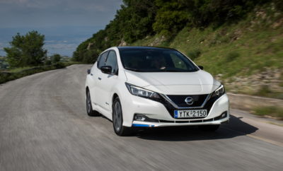 To Nissan LEAF στην κορυφή των πωλήσεων ηλεκτροκίνητων αυτοκινήτων στην Ευρώπη. Το νέο Nissan LEAF, είναι το πρώτο σε πωλήσεις αμιγώς ηλεκτροκίνητο αυτοκίνητο στην Ευρώπη για το πρώτο εξάμηνο του τρέχοντος έτους, συνεχίζοντας με αμείωτο ρυθμό να κερδίζει την εμπιστοσύνη των αγοραστών, σε ολόκληρη την Γηραιά Ήπειρο. Περισσότερα από 18.000 νέα Nissan LEAF ταξινομήθηκαν στην Ευρώπη, μεταξύ Ιανουαρίου και Ιουνίου. Αξίζει να σημειωθεί ότι οι παραγγελίες του νέου Nissan LEAF έχουν ξεπεράσει τις 37.000 από τον περασμένο Οκτώβριο, όπου και ξεκίνησε η εμπορική διάθεση του νέου μοντέλου. Το νέο Nissan LEAF προσφέρει εντυπωσιακή επιτάχυνση αλλά και περιβαλλοντική απόδοση μέσω ενός ηλεκτρικού κινητήρα, σε συνδυασμό με ένα δυναμικό στυλ και προηγμένες τεχνολογίες υποστήριξης του οδηγού. Η μεγαλύτερη μπαταρία των 40 κιλοβατωρών, διαμορφώνει την εμβέλεια του αυτοκινήτου στα 270 χιλιόμετρα σε συνδυασμένο κύκλο οδήγησης και σύμφωνα με τα νέα Ευρωπαϊκά πρότυπα εκπομπών και κατανάλωσης του WLTP. Το αμιγώς ηλεκτροκίνητο μοντέλο έχει κερδίσει πολλά βραβεία για την πρωτοποριακή τεχνολογία και τις επιδόσεις του. Κέρδισε το βραβείο "Παγκόσμιο Πράσινο Αυτοκίνητο 2018" στο Διεθνές Σαλόνι Αυτοκινήτου της Νέας Υόρκης και έλαβε βαθμολογίες ασφάλειας 5 αστέρων, τόσο από το Ευρωπαϊκό Πρόγραμμα Αξιολόγησης Νέων Αυτοκινήτων (Euro NCAP), όσο και από το Πρόγραμμα Αξιολόγησης Νέων Αυτοκινήτων της Ιαπωνίας. Το νέο LEAF αποτελεί την ναυαρχίδα του Nissan Intelligent Mobility, του οράματος της εταιρείας για την αλλαγή του τρόπου με τον οποίο τα αυτοκίνητα τροφοδοτούνται, οδηγούνται και ενσωματώνονται στην κοινωνία. Διαθέτει πλήθος νέων, καινοτόμων τεχνολογιών, όπως το Nissan ProPILOT, το ProPILOT Park και το e-Pedal, τα οποία αποδεικνύονται ιδιαίτερα δημοφιλή στους πελάτες. Μέχρι στιγμής, το 72% των νέων αγοραστών του LEAF, έχει επιλέξει το προαιρετικό ημιαυτόνομο σύστημα οδήγησης ProPILOT. Η ισχυρή ζήτηση για το νέο Nissan LEAF κατά τους πρώτους έξι μήνες του τρέχοντος έτους, επισφραγίζει την θέση του ως το πρώτο σε πωλήσεις αμιγώς ηλεκτροκίνητο αυτοκίνητο στον κόσμο, με περισσότερες από 340.000 πωλήσεις σε όλη την Υφήλιο, από τότε που κυκλοφόρησε η πρώτη γενιά του μοντέλου, το 2010. Πρόσφατα, η Nissan παρέδωσε το 100.000ό Nissan LEAF, σε έναν Ευρωπαίο αγοραστή. Το νέο Nissan LEAF είναι διαθέσιμο στην Ελληνική αγορά με τιμή που ξεκινά από τις 32.990€. Περισσότερες πληροφορίες μπορείτε να δείτε στο https://www.nissan.gr/vehicles/new-vehicles/leaf.html