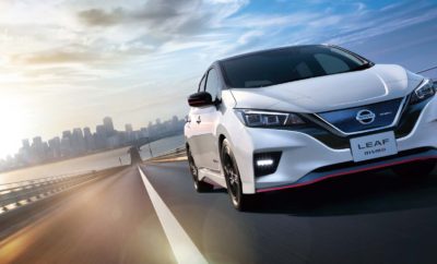 Παγκόσμιο ντεμπούτο για το Nissan LEAF NISMO. Το Nissan LEAF NISMO θα αρχίσει να πωλείται από τις 31 Ιουλίου στην Ιαπωνία, συνδυάζοντας για πρώτη φορά, τον ενθουσιασμό και τις προηγμένες τεχνολογίες του παγκοσμίως κορυφαίου σε πωλήσεις αμιγώς ηλεκτροκίνητου αυτοκινήτου, με την σπορ εικόνα και την απόδοση που προσφέρει η NISMO. Το Nissan LEAF NISMO διαθέτει έναν ειδικά τροποποιημένο υπολογιστή για πιο γρήγορη επιτάχυνση, ειδικά ελαστικά και ανάρτηση για βελτιωμένο χειρισμό και οδηγική άνεση, καθώς και κομψό εξωτερικό και εσωτερικό σχεδιασμό. Το μοντέλο βασίζεται στο νέο Nissan LEAF, το οποίο έκανε το ντεμπούτο του τον περασμένο Οκτώβριο. Το νέο LEAF προσφέρει τη συναρπαστική επιτάχυνση σε συνδυασμό με τις περιβαλλοντικές επιδόσεις ενός ηλεκτροκινητήρα, δυναμική σχεδίαση, αλλά και προηγμένες τεχνολογίες όπως το e-Pedal, το ProPILOT και το ProPILOT Park. Το νέο Nissan LEAF αποτελεί την “ενσάρκωση” του Nissan Intelligent Mobility, του οράματος της εταιρείας για την αλλαγή του τρόπου με τον οποίο τα αυτοκίνητα τροφοδοτούνται, οδηγούνται και ενσωματώνονται στην κοινωνία. Το αμιγώς ηλεκτροκίνητο μοντέλο έχει κερδίσει πολλά βραβεία για την πρωτοποριακή τεχνολογία και τις επιδόσεις του. Κέρδισε το βραβείο "Παγκόσμιο Πράσινο Αυτοκίνητο 2018" στο Διεθνές Σαλόνι Αυτοκινήτου της Νέας Υόρκης και έλαβε βαθμολογίες ασφάλειας 5 αστέρων, τόσο από το Ευρωπαϊκό Πρόγραμμα Αξιολόγησης Νέων Αυτοκινήτων (Euro NCAP), όσο και από το Πρόγραμμα Αξιολόγησης Νέων Αυτοκινήτων της Ιαπωνίας. Η Nissan σκοπεύει να πουλήσει 1 εκατομμύριο ηλεκτροκίνητα οχήματα ετησίως, συμπεριλαμβανομένου του νέου Nissan LEAF, σε παγκόσμια κλίμακα, από το οικονομικό έτος 2022. Εξωτερική σχεδίαση Το Nissan LEAF NISMO διαθέτει τα χαρακτηριστικά διπλά αεροβοηθήματα της σειράς NISMO, που βελτιώνουν την άντωση, χωρίς να επηρεάζουν το συντελεστή οπισθέλκουσας. Σηματοδοτώντας την οδήγηση υψηλών επιδόσεων που προσφέρει το χαμηλό κέντρο βάρους, το μοντέλο διαθέτει ειδικής κατασκευής ζάντες αλουμινίου 18 ιντσών, που ελαχιστοποιούν την αντίσταση του αέρα. Τα εννέα διαθέσιμα χρώματα του αμαξώματος περιλαμβάνουν το ειδικής επεξεργασίας Brilliant Silver (M)* / Super Black και το Dark Gray (M) / Super Black, με την χαρακτηριστική διχρωμία της σειράς NISMO. *(Μ)= μεταλλικό Εσωτερικός διάκοσμος Το σπορ εσωτερικό διεγείρει τις αισθήσεις με την έντονη ένθεση των προσαρμοσμένων κόκκινων αποχρώσεων της NISMO, συμπεριλαμβανομένου του τριάκτινου τιμονιού με το χαρακτηριστικό κόκκινο “σημάδι”. Το ταμπλό διαθέτει ένα εξαιρετικό φινίρισμα με ανθρακονημάτινη υφή, ενώ ο ηλεκτρονικός επιλογέας ταχυτήτων έχει ένα μεταλλικό, χρωμιωμένο φινίρισμα. Πλαίσιο Τα ειδικά ελαστικά 18 ιντσών υψηλής πρόσφυσης του Nissan LEAF NISMO και το προσαρμοσμένο σύστημα ανάρτησης, παρέχουν μια εξαιρετικά άνετη οδήγηση και σταθερό χειρισμό. Το ειδικής διαμόρφωσης ηλεκτρικό σύστημα διεύθυνσης του αυτοκινήτου, όπως και το Intelligent Trace Control, προσφέρουν υψηλή σταθερότητα με δυνατότητες ανίχνευσης των λωρίδων κυκλοφορίας. Άνετη επιτάχυνση Ο ειδικά τροποποιημένος υπολογιστής στο Nissan LEAF NISMO επιτρέπει μια ήπια, αλλά και ταυτόχρονα ισχυρή απόκριση κατά την επιτάχυνση. Αυτό έχει ως αποτέλεσμα μια εξαιρετικά άνετη οδήγηση, τόσο στους δρόμους των πόλεων, όσο και στους δρόμους ταχείας κυκλοφορίας. Βίντεο με το Nissan LEAF NISMO μπορείτε να απολαύσετε στο https://youtu.be/RstVcMF_-YA