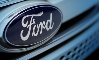 Η Ford Πετυχαίνει το Στόχο Μείωσης Εκπομπών CO2 από τις Δραστηριότητες Παραγωγής Οκτώ Χρόνια Νωρίτερα • Η Ford Motor Company ανακοίνωσε στη 19η ετήσια Έκθεση Βιωσιμότητας ότι πέτυχε το στόχο μείωσης εκπομπών ρύπων της εταιρίας από την παραγωγή, οκτώ χρόνια νωρίτερα από τον προγραμματισμό • Ο στόχος που τέθηκε το 2010 αφορούσε στη μείωση των παγκόσμιων εκπομπών διοξειδίου του άνθρακα από τις δραστηριότητες παραγωγής της εταιρίας κατά 30% ανά παραγόμενο όχημα μέχρι το 2025 • Τα μέτρα εξοικονόμησης ενέργειας της Ford έπαιξαν σημαντικό ρόλο στην επίτευξη του στόχου οκτώ χρόνια νωρίτερα, όπως βελτιώσεις διαφόρων διαδικασιών όπως η βαφή, φωτισμός LED, συγχωνεύσεις εργοταξίων και ενεργειακά αποδοτικές, νέες εγκαταστάσεις – και άλλα Στο πλαίσιο της 19ης ετήσιας Έκθεσης Βιωσιμότητας, η Ford Motor Company ανακοίνωσε ότι πέτυχε το στόχο της να μειώσει τις εκπομπές ρύπων από τις δραστηριότητες παραγωγής της – οκτώ χρόνια νωρίτερα από τον προγραμματισμό. Το 2010, το Γραφείο Περιβαλλοντικής Ποιότητας (Environmental Quality Office) της Ford ανακοίνωσε το στόχο μείωσης των εκπομπών διοξειδίου του άνθρακα από τις δραστηριότητες παραγωγής της εταιρίας κατά 30% ανά παραγόμενο όχημα, μέχρι το 2025. Η Ford πέτυχε το στόχο στο μισό διάστημα από το αναμενόμενο. Τα αποτελέσματα είναι εντυπωσιακά, με παγκόσμια μείωση εκπομπών CO2 από τις δραστηριότητες παραγωγής πάνω από 3,4 μετρικούς τόνους από το 2010 μέχρι το 2017 – που αντιστοιχεί σε εκπομπές διοξειδίου του άνθρακα από κυκλοφορία 728.000 επιβατικών αυτοκινήτων για ένα χρόνο. «Είμαστε περήφανοι για τη δουλειά που κάναμε προκειμένου να πετύχουμε αυτό το στόχο» δήλωσε ο Bruce Hettle, group vice president, manufacturing & labor affairs. «Βελτιώσαμε αρκετούς τομείς στις δραστηριότητες παραγωγής μας – από το φωτισμό που χρησιμοποιούμε μέχρι συγχωνεύσεις εργοστασίων – που έπαιξαν ρόλο στην εντυπωσιακή μείωση του αποτυπώματός μας σε CO2.» Η Ford μείωσε το αποτύπωμα ρύπων της μέσω μέτρων εξοικονόμησης ενέργειας και απόδοσης στις εγκαταστάσεις παραγωγής της, όπως η εγκατάσταση άνω των 100.000 φωτιστικών LED και η ανανέωση του βαφείου. «Οι διαδικασίες βαφής καταναλώνουν μεγάλη ποσότητα ενέργειας» δήλωσε ο Andy Hobbs, director, γραφείου περιβαλλοντικής ποιότητας. «Η υιοθέτηση τεχνολογίας που επιτρέπει τη βαφή πριν το στέγνωμα του προηγούμενου στρώματος καταργεί το φούρνο στεγνώματος, ενώ στα περισσότερα εργοστάσια έχει μειώσει δραστικά τη χρήση ενέργειας, διατηρώντας παράλληλα την ποιότητα.» Η MQL - Ελάχιστη Ποσότητα Λίπανσης (Minimum Quantity Lubrication) είναι μία ακόμα τεχνολογία που περιορίζει την κατανάλωση ενέργειας. Στην MQL, ένα εργαλείο λιπαίνεται με πολύ λίγη ποσότητα λαδιού που ψεκάζεται απευθείας στην άκρη του, αντί μιας μεγάλης ποσότητας μίγματος ψυκτικού/νερού. Η Ford ετοιμάζεται τώρα να θέσει ένα νέο στόχο – αυτή τη φορά με θέμα την ανανεώσιμη ενέργεια. «Θα εξακολουθήσουμε να θέτουμε φιλόδοξους στόχους και να προσπαθούμε να δημιουργούμε καινοτόμες πρακτικές για να τους πετύχουμε» δήλωσε ο Hettle. «Η επόμενη στρατηγική μας θα εστιάσει την αύξηση της αξιοποίησης ανανεώσιμης ενέργειας της Ford, διατηρώντας παράλληλα τη συνολική ενεργειακή μας απόδοση.» Η Ford παραμένει επικεντρωμένη στη μείωση των εκπομπών ρύπων από τα οχήματά της, θέλοντας να συμβάλλει στη μείωση του διοξειδίου του άνθρακα στο πλαίσιο της συμφωνίας του Παρισιού για την Κλιματική Αλλαγή (Paris Climate Accord). Η εταιρία χαρτογραφεί την πορεία της προς το μέλλον, επενδύοντας 11 δις δολάρια για να λανσάρει 40 υβριδικά και πλήρως ηλεκτρικά μοντέλα μέχρι το 2022. Τα Σημαντικότερα Σημεία της Έκθεσης Βιωσιμότητας Η Έκθεση Βιωσιμότητας της Ford για το 2017-2018 Ford υπογραμμίζει τη συνεχή προσπάθεια του κατασκευαστή να εφαρμόσει υπεύθυνες επιχειρηματικές πρακτικές όπως: Λύσεις Μετακίνησης Το 2018, η Ford λανσάρισε ένα επαναστατικό πρόγραμμα στη Jeddah, στη Σαουδική Αραβία, με τη βοήθεια του Effat University της Jeddah και την ονομασία Driving Skills for Life ‘For Her’. Το πρώτο στο είδος του πρόγραμμα εστιάζει στην εκπαίδευση οδηγών γένους θηλυκού, μετά το βασιλικό διάταγμα για την άρση της απαγόρευσης κατοχής άδειας οδήγησης σε γυναίκες στη χώρα. Πάνω από 250 φοιτήτριες ήταν από τις πρώτες αποφοίτους – κάνοντας μαθήματα που τους διδάσκουν βασικές και απαραίτητες γνώσεις για νέους οδηγούς, συμβουλές από έμπειρους ειδικούς και ανάλυση των διαδικασιών ασφαλούς οδήγησης. Αυτή η εξατομικευμένη έκδοση του βραβευμένου μας προγράμματος, Driving Skills for Life, παρέχει στις γυναίκες δικαίωμα πρόσβασης σε καλύτερη μετακίνηση. Εξηλεκτρισμός Σε συνεργασία με το BMW Group, την Daimler AG, και το Volkswagen Group με τις Audi και Porsche, η Ford είναι από τους ιδρυτές της IONITY, μιας Πανευρωπαϊκής κοινοπραξίας για την εξέλιξη ενός δικτύου ταχείας φόρτισης για ηλεκτρικά οχήματα. Στόχος της IONITY είναι η ανέγερση 400 σταθμών ταχείας φόρτισης σε βασικές Ευρωπαϊκές περιοχές μέχρι το 2020, με ισχύ φόρτισης 350 kW. Αυτό επιτρέπει σημαντική μείωση στους χρόνους φόρτισης συγκριτικά με τα υπάρχοντα συστήματα. Η ανέγερση 20 σταθμών σε πολλές Ευρωπαϊκές χώρες ξεκίνησε ο 2017, με τον πρώτο σταθμό φόρτισης στη Γερμανία να τίθεται σε λειτουργία το 2018. Οι προσπάθειες αυτές θα υποστηρίξουν την υιοθέτηση ηλεκτρικών οχημάτων (EV), που θα συμβάλλουν στην αντιμετώπιση της κλιματικής αλλαγής. Προϊόντα και Λειτουργίες Εκτός από την επίτευξη του φιλόδοξου στόχου της εταιρίας για μείωση εκπομπών διοξειδίου του άνθρακα από τις δραστηριότητες παραγωγής σε ποσοστό 32%, η Ford κατασκευάζει περίπου 30 εξαρτήματα από ανανεώσιμα υλικά, με οκτώ βιώσιμα υλικά να περιλαμβάνονται σε οχήματα παραγωγής: σόγια, σιτάρι, ρύζι, το φυτό ricinus communis (castor), κενάφ (ιβίσκος), κυπαρίνη δέντρων, γιούτα και καρύδα. Χρησιμοποιώντας λιγότερη ενέργεια, παράγοντας λιγότερα απόβλητα και καταργώντας τη χρήση ορυκτών καυσίμων, η εταιρία έχει πετύχει μείωση 228 εκατομμυρίων λιβρών σε CO2 από τότε που ξεκίνησε τη χρήση αφρού σόγιας το 2011 – που αντιστοιχεί στην ποσότητα που θα απορροφούσαν 4.000.000 δέντρα σε ένα χρόνο. Η Συμβολή της Ford στην Κοινωνία Η Ford έχει δεσμευτεί για τη συμβολή της σε κοινότητες σε όλο τον κόσμο. Το 2017, έγιναν δωρεές αξίας 63 εκατομμυρίων δολαρίων για φιλανθρωπικό σκοπό μέσω του Ford Motor Company Fund. Πάνω από 237.000 ώρες εθελοντικής εργασίας προσφέρθηκαν από εν ενεργεία και συνταξιοδοτημένους εργαζόμενους σε περισσότερα από 1700 project κοινωνικού χαρακτήρα σε 40 χώρες. Οι έμποροι της Ford και της Lincoln έχουν συνεισφέρει επιπρόσθετα με πάνω από 110 εκατομμύρια δολάρια και 50.000 ώρες για φιλανθρωπικούς σκοπούς, αποζημιώσεις από καταστροφές και μη κερδοσκοπικό έργο σε κοινότητες που δραστηριοποιούνται.