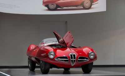 Το Σάββατο και την Κυριακή 15-16 Σεπτεμβρίου η Alfa Romeo θα αποκαλύψει τον κρυφό κόσμο των μοναδικών της μοντέλων. Αποτελώντας ένα από τα εντυπωσιακότερα μουσεία του είδους, το μουσείο της Alfa Romeo στο Arese αποτελεί το σπίτι των σημαντικότερων μοντέλων της ιταλικής εταιρείας. Το προσεχές Σαββατοκύριακο 15-16 Σεπτεμβρίου, σε μια ξεχωριστή εκδήλωση, το κοινό θα έχει την ευκαιρία να γνωρίσει τον κρυφό κόσμο των Alfa Romeo. Για αυτές τις δύο ημέρες η προσοχή δεν θα εστιαστεί στο υπέροχο αμάξωμα των αυτοκινήτων, αλλά στα μηχανικά μέρη που κρύβονται κάτω από αυτό. Το πλαίσιο, ο κινητήρας, οι αναρτήσεις, όλα εκείνα τα στοιχεία που αποτελούν την καρδία της Alfa Romeo, θα αποκαλυφθούν στους επισκέπτες του μουσείου. Εμβληματικά μοντέλα όπως το Carabo με τις πόρτες τύπου scissors ή η 33 Stradale θα προσφέρουν στο κοινό ένα σπάνιο θέαμα, όπου κάθε τεχνική λεπτομέρεια θα βρίσκεται σε πρώτο πλάνο. Άλλωστε η μηχανολογική τελειότητα και το πάθος για οδηγική απόλαυση αποτελούν βασικά στοιχεία της φιλοσοφίας της Alfa Romeo, όπου το στιλ και οι επιδόσεις συνδυάζονται αρμονικά. Δείτε σε δράση στο Mille Miglia μερικά από τα μοντέλα που θα αποκαλύψουν τον εσωτερικό τους κόσμο στο "Open Bonnets" της Alfa Romeo.
