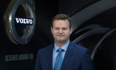 Νέος Πρόεδρος και Διευθύνων Σύμβουλος στη Volvo Car Hellas Η Volvo Car Hellas ανακοινώνει ότι ο κ. Νίκος Γιαννουσάς αναλαμβάνει άμεσα καθήκοντα Προέδρου και Διευθύνοντος Συμβούλου της εταιρείας. Ο κ. Γιαννουσάς διαθέτει πολυετή επαγγελματική εμπειρία στο χώρο του αυτοκινήτου, με θητεία σε σημαντικές θέσεις ευθύνης τόσο στην Ελλάδα όσο και στο εξωτερικό, σε διάφορες μάρκες του κλάδου. Στη διάρκεια της 25ετούς επαγγελματικής του πορείας, ήρθε σε επαφή με διαφορετικές αγορές και νοοτροπίες. Στο ενεργητικό του περιλαμβάνεται η ανάπτυξη αγορών και η αναδιάρθρωση επιχειρήσεων, τις οποίες μετέτρεψε σε κερδοφόρες. Μεταξύ άλλων, ο κ. Γιαννουσάς έχει διατελέσει Γενικός Διευθυντής εισαγωγικών εταιρειών και μονάδων συναρμολόγησης οχημάτων, καθώς και Διευθυντής Επιχειρηματικής Ανάπτυξης και Ανάπτυξης Δικτύου σε μεγάλες εταιρείες του κλάδου σε Ελλάδα, Ευρώπη και Αφρική. Ο κ. Νίκος Γιαννουσάς είναι 49 ετών, κάτοχος M.B.A. και παντρεμένος με δύο παιδιά.