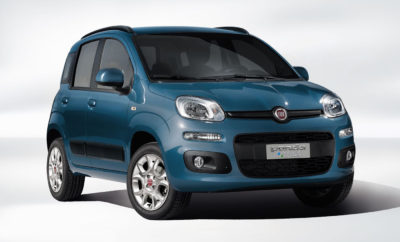 Το Fiat Panda CNG χρησιμοποιώντας για την κίνηση του φυσικό αέριο προσφέρει κορυφαία οικονομία και πρακτικότητα. Τώρα με νέα τιμή 11.990 ευρώ, η οποία θα ισχύει μέχρι το τέλος του έτους, το Panda CNG καθιστά τα οφέλη της κίνησης με φυσικό αέριο πιο προσιτά από ποτέ. Έχοντας διαθέσει περισσότερα από 750.000 οχήματα που χρησιμοποιούν για την κίνηση τους φυσικό αέριο, η Fiat, διαθέτει την πιο ευρεία γκάμα επιβατικών και επαγγελματικών οχημάτων CNG. Το Fiat Panda CNG αποτελεί ιδανική περίπτωση εφαρμογής συστήματος κίνησης με φυσικό αέριο αφού προσφέρει εξαιρετική οικονομία ακόμα και στις δύσκολες αστικές συνθήκες κυκλοφορίας. Παράλληλα εξαιρετικά χαμηλές στο σύνολο τους είναι και οι εκπομπές ρύπων σε σχέση με τα οχήματα (υβριδικά ή μη) που χρησιμοποιούν βενζίνη ή diesel. Το εργοστασιακό σύστημα CNG της Fiat είναι απόλυτα ασφαλές για το όχημα και το περιβάλλον, ενώ διατηρεί και στο ακέραιο τον πρακτικό χαρακτήρα του Panda. Παράλληλα η δυνατότητα επιλογής λειτουργίας με φυσικό αέριο ή βενζίνη χαρίζουν στο Panda συνδυαστική αυτονομία που ξεπερνά τα 1.000χλμ., τη στιγμή που για κάθε 100χλμ. το Panda CNG θα χρειαστεί λιγότερο από 3 ευρώ σε κόστος καυσίμου! Μέχρι σήμερα το μοναδικό μειονέκτημα ενός αυτοκινήτου με φυσικό αέριο ήταν η αυξημένη τιμή αγοράς σε σχέση με ένα συμβατικό όχημα. Η Fiat δίνει λύση και σε αυτό το πρόβλημα, προσφέροντας το Panda CNG μέχρι το τέλος της χρονιάς με 11.990 ευρώ, τιμή αντίστοιχη με εκείνη ενός αμιγώς βενζινοκίνητου μοντέλου. Με αυτό τον τρόπο η χρήση του Panda CNG γίνεται συμφέρουσα από το 1ο χιλιόμετρο χρήσης. Το Panda CNG, όπως και τα υπόλοιπα μοντέλα της Fiat, καλύπτεται από 5ετη εργοστασιακή εγγύηση Τα βασικά πλεονεκτήματα που προσφέρει το Fiat Panda CNG Κορυφαία οικονομία καυσίμου, τόσο λόγο της χαμηλής κατανάλωσης, όσο και της συγκριτικά χαμηλότερης τιμής καυσίμου (κόστος καυσίμου χαμηλότερο από 3ευρώ/100χλμ.). Αυξημένη αυτονομία και ευελιξία μέσω της επιλογής λειτουργίας του κινητήρα με φυσικό αέριο ή βενζίνη. Μεγαλύτερη ενεργειακή απόδοση από οποιοδήποτε άλλο καύσιμο συμπεριλαμβανομένου και του υγραερίου. Εξαιρετικά καθαρή μορφή ενέργειας συγκριτικά με τη βενζίνη και το diesel. Παράλληλα για τον ίδιο λόγο σημαντικά λιγότερες είναι οι επικαθήσεις στον κινητήρα και στο σύστημα λίπανσης. Εργοστασιακό σύστημα με απόλυτη ασφάλεια, αξιοπιστία και εγγύηση. Κόστος αγοράς αντίστοιχο με εκείνο ενός αμιγώς βενζινοκίνητου μοντέλου και μεγαλύτερη οικονομία στο κόστος καυσίμου από ένα μοντέλο diesel.