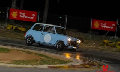 ΔΕΛΤΙΟ ΤΥΠΟΥ / CMC / 2ο Track day / 26‐9‐2018 MINI The living motorsport legend Κάθε χρόνο και καλύτερα! Μετά την επιτυχία και εμπειρία του περυσινού 1ου Track day, το Classic Mini Club ξεπέρασε τις προσδοκίες των συμμετεχόντων με το 2ο Track day που διοργάνωσε στην πίστα Kart του Αγ. Κοσμά. Στο ραντεβού της Τετάρτης 26/9 ανταποκρίθηκαν περισσότεροι από 70 λάτρεις των ιστορικών αυτοκινήτων, μεταξύ των οποίων 38 ιδιοκτήτες Classic Mini, που με κέφι και μεράκι τα διατηρούν σε αρίστη κατάσταση! Εκεί σε ¨στατική έκθεση φωτογραφήθηκαν τα ιστορικά mini μαζί με τα σύγχρονα μοντέλα, τα οποία φρόντισε η ΜΙΝΙ Hellas που ήταν χορηγός της εκδήλωσης, τονίζοντας έτσι την διαχρονικότητα του σχεδιασμού του. Οι 38 οδηγοί κλασσικών mini έκαναν ανά δύο 4χρονομετρημένους γύρους με sporting ¨ανησυχίες¨ και σκόρπισαν γνωστές μυρωδιές από λάστιχο και λάδι, προσφέροντας θέαμα, προσπαθούσαν για τον άτυπο γρηγορότερο γύρο. ΜΙΝΙ, Τhe Living Motorsport Legend, είναι το logo στο εξαιρετικό αναμνηστικό δώρο που προσέφερε η ΜΙΝΙ Hellas . Οι θεατές χόρτασαν θέαμα και οι οδηγοί απόλαυσαν οδήγηση, αλλά η Οργανωτική Επιτροπή του CMC είχε φροντίσει και για φαγητό με μπουφέ για όλους τους παρευρισκόμενους. Η εκδήλωση συνεχίστηκε μέχρι αργά σε ευχάριστη ατμόσφαιρα με συζήτηση, φυσικά για τον πρωταγωνιστή Μini, έμπνευση‐δημιούργημα του συμπατριώτη μας, Sir Alek Issigonis! Κατά την διάρκεια του δείπνου ο πρόεδρος του CMC κ. Χ. Λάμαρης ανακοίνωσε τα αποτελέσματα και απένειμε τα έπαθλα‐δώρα από την SP Tableware: στο ταχύτερο Mini στην πίστα, στο ομορφότερο Mini και στο πιο σπάνιο Mini που συμμετείχαν στην εκδήλωση. Ευχαριστούμε θερμά, την ΜΙΝΙ Hellas για την χορηγία και άψογη συνεργασία, το Athens Mini Club για την δυναμική συμμετοχή του, τον χορηγό επικοινωνίας περιοδικό 4Τροχοί και προσωπικά τον φίλο του CMC κ. Στράτη Χατζηπαναγιώτου, την εταιρία SP Tableware για την χορηγία των δώρων‐ επάθλων τους εθελοντές κριτές που συνέβαλαν στην επιτυχία της εκδήλωσης και όλους τους φίλους και μέλη που μας τίμησαν με την συμμετοχή και την παρουσία τους. Το Classic Mini Club με τις εκδηλώσεις του ανοίγει ένα καινούργιο μονοπάτι στον απόλυτα βαλτωμένο χώρο του ιστορικού αυτοκινήτου, ξαναφέρνοντας στην επιφάνεια τις ανθρώπινες αξίες που συμπορεύονται με την αγάπη για το παλιό αυτοκίνητο. Και του χρόνου! ΟΡΓΑΝΩΤΙΚΗ ΕΠΙΤΡΟΠΗ CMC