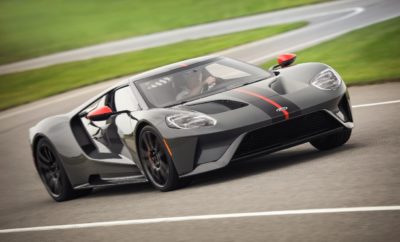 • Το νέο 2019 Ford GT Carbon Series είναι το ελαφρύτερο GT, εξοικονομώντας περίπου 18 kg με καινοτομίες όπως τροχοί από ανθρακονήματα και πολυανθρακικό κάλυμμα κινητήρα • Δύο εκτεθειμένες λωρίδες από γυμνό ανθρακόνημα, κολώνες A και κάτω πάνελ αμαξώματος προδίδουν τις αυξημένες επιδόσεις σε πίστα • Ένα μοναδικό προαιρετικό πακέτο χρωματικών πινελιών προσφέρει τέσσερις επιλογές, με ασορτί καλύμματα καθρεπτών, κεντρική λωρίδα και δαγκάνες διαμορφώνοντας ένα εντυπωσιακό οπτικό αποτέλεσμα που το κάνουν να ξεχωρίζει από την υπόλοιπη γκάμα • Ο οδηγός μπορεί να απολαύσει τη διαδρομή προς και από την πίστα, με συστήματα ήχου και κλιματισμού που δεν προσφέρονταν με το προηγούμενο Ford GT Competition Series Το Ford GT Carbon Series θα βάζει φωτιά στις πίστες σύντομα, ως το ελαφρύτερο Ford GT. Αντίθετα με το αγωνιστικό αδελφάκι του, η νέα έκδοση θα μπορεί να επιστρέφει στο γκαράζ του ιδιοκτήτη του, έχοντας προηγουμένως καταγράψει εντυπωσιακούς γύρους στην πίστα. Η νέα περιορισμένη έκδοση του Ford GT είναι ελαφρύτερη κατά 18 kg περίπου χάρη στην εφαρμογή καινοτόμων μέτρων μείωσης βάρους όπως τροχοί από ανθρακονήματα, εξάτμιση από τιτάνιο, μπουλόνια από τιτάνιο και ένα ελαφρύ πολυανθρακικό πίσω κάλυμμα με πρόσθετες οπές εξαερισμού. Οι μηχανικοί της Ford πρόσθεσαν αρκετά συστατικά άνεσης – κλιματισμό (A/C), ραδιόφωνο και SYNC 3 – για εκείνους που θέλουν να απολαμβάνουν την διαδρομή προς και από την πίστα . Αλλά αφαίρεσαν τις ποτηροθήκες και τον αποθηκευτικό χώρο στην πλευρά του συνοδηγού, θέτοντας όρια στο βάρος. Η τρίτη, ειδική έκδοση Ford GT έχει πιο ορατό ανθρακόνημα από οποιοδήποτε προηγούμενο μοντέλο, μαζί με προαιρετικές χρωματικές πινελιές, για να ξεχωρίζει και να εκφράζει το πάθος του για τη γρήγορη οδήγηση. «Το Ford GT Carbon Series θα ξεχωρίζει στο δρόμο λόγω της carbon εμφάνισής του, αλλά και στην πίστα με το σπορ του ταπεραμέντο,» δήλωσε ο Hermann Salenbauch, global director της Ford Performance. «Είναι ενδεικτικό της μεθόδου με την οποία ξαναζωντανεύουμε το πνεύμα του θρυλικού νικητή του Le Mans με νέους και συναρπαστικούς τρόπους, ώστε ο πελάτης να μπορεί να έχει μερίδιο σε αυτή τη μαγική κληρονομιά.» Εξωτερικά φέρει δύο λωρίδες από ανθρακόνημα με ασορτί κολώνες Α, κάτω πάνελ και τροχούς από γυαλιστερό carbon. Στο εσωτερικό, κυριαρχούν ματ carbon μαρσπιέ, αεραγωγοί και κεντρική κονσόλα για ένα Ford GT φουλ στο ανθρακόνημα, περισσότερο από ποτέ. Οι πελάτες μπορούν να επιλέξουν ανάμεσα σε τέσσερες προαιρετικές, χρωματικές πινελιές – ασημί, πορτοκαλί, κόκκινες ή μπλε για τα καλύμματα καθρεπτών, την κεντρική λωρίδα και τις δαγκάνες φρένων. Το Carbon Series διαθέτει επίσης ένα μοναδικό μοτίβο καθισμάτων με ασημί ραφή που επαναλαμβάνεται στο τιμόνι, ανοδιωμένα shift paddles και ένα λογότυπο στο ταμπλό. «Είναι μία ακόμα απόδειξη ότι εμείς στη Ford ακούμε προσεκτικά τους πελάτες μας» δήλωσε ο Lance Mosley, marketing manager, Ford Performance. «Ενώ το Ford GT Competition απευθύνεται σε σκληροπυρηνικούς λάτρεις των αγώνων, διαπιστώσαμε ότι περισσότεροι πελάτες ζητούσαν περισσότερο γυμνό ανθρακόνημα μεν, αλλά με συστήματα κλιματισμού και ήχου. Δημιουργήσαμε το Carbon Series για να ικανοποιήσουμε αυτή την επιθυμία, και ταυτόχρονα να πετύχουμε μία ξεχωριστή εμφάνιση.» Οι ‘εγκεκριμένοι’ πελάτες μπορούν να παραγγείλουν τώρα τα Ford GT Carbon Series. Ο ρυθμός παραγωγής θα είναι ένα αντίτυπο την εβδομάδα. Η Ford θα ανοίξει τη σχετική διαδικασία για επίλεκτες παγκόσμιες αγορές στις 8 Νοεμβρίου. Οι ενδιαφερόμενοι μπορούν να υποβάλλουν τις αιτήσεις τους ηλεκτρονικά, στο www.FordGT.com για 30 ημέρες.